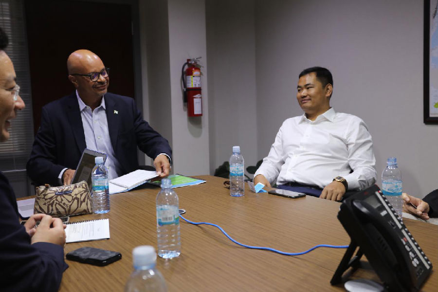 3658商城（资金盘） 2018.6.6-16:16······公司巴哈马海岛项目已经启动，利润用户封闭期1年主要为公司海岛开发项目提供资金保障。码头开发完成后将给公司带来1亿美金的利润，届时将放开纯利润用户提现功能······巴哈马海岛项目各项工作均进展顺利，已于2018年6月4日（中国时间6月5日）与巴哈马政府进行首轮会谈（免税政策沟通，游客码头申请，海岛开发许可等）······经过与巴哈马政府、设计商、开发商、旅游公司等会谈沟通，巴哈马海岛项目开发方向基本确认，一期将开发一个12000英尺的码头，一个酒店和一个游艇会所，总投资3500万美元，项目开发完成后游艇码头销售价格10000-12000美元/英尺，码头总售价可达1.2-1.4亿美元······预计一日游接待游客数量1000-1500人每天（巴哈马年接待游客量700万人），预期年营业额6000-8000万美元，年利润3000-5000万美元