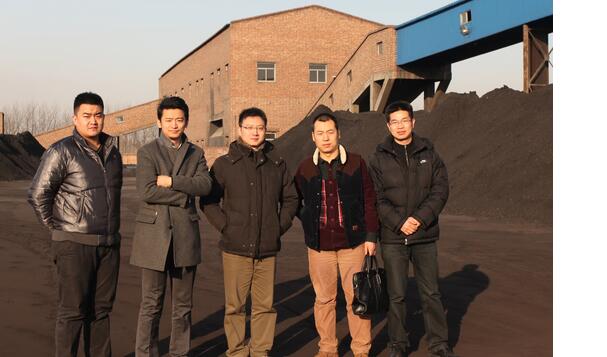 晋商贷 2018.6.22-16:22······N年前的，据说一伙帝都的投资人跑到老晋那儿是实地考察，郝总带他们来到一平坝，指着地上一堆煤说：“看，这就是聚宝盆所抵押的煤”，于是，这伙人就兴高采烈的回去了，其他人问他们考察的怎么样了，这伙人还卖关子要别人给他们报销路费才说