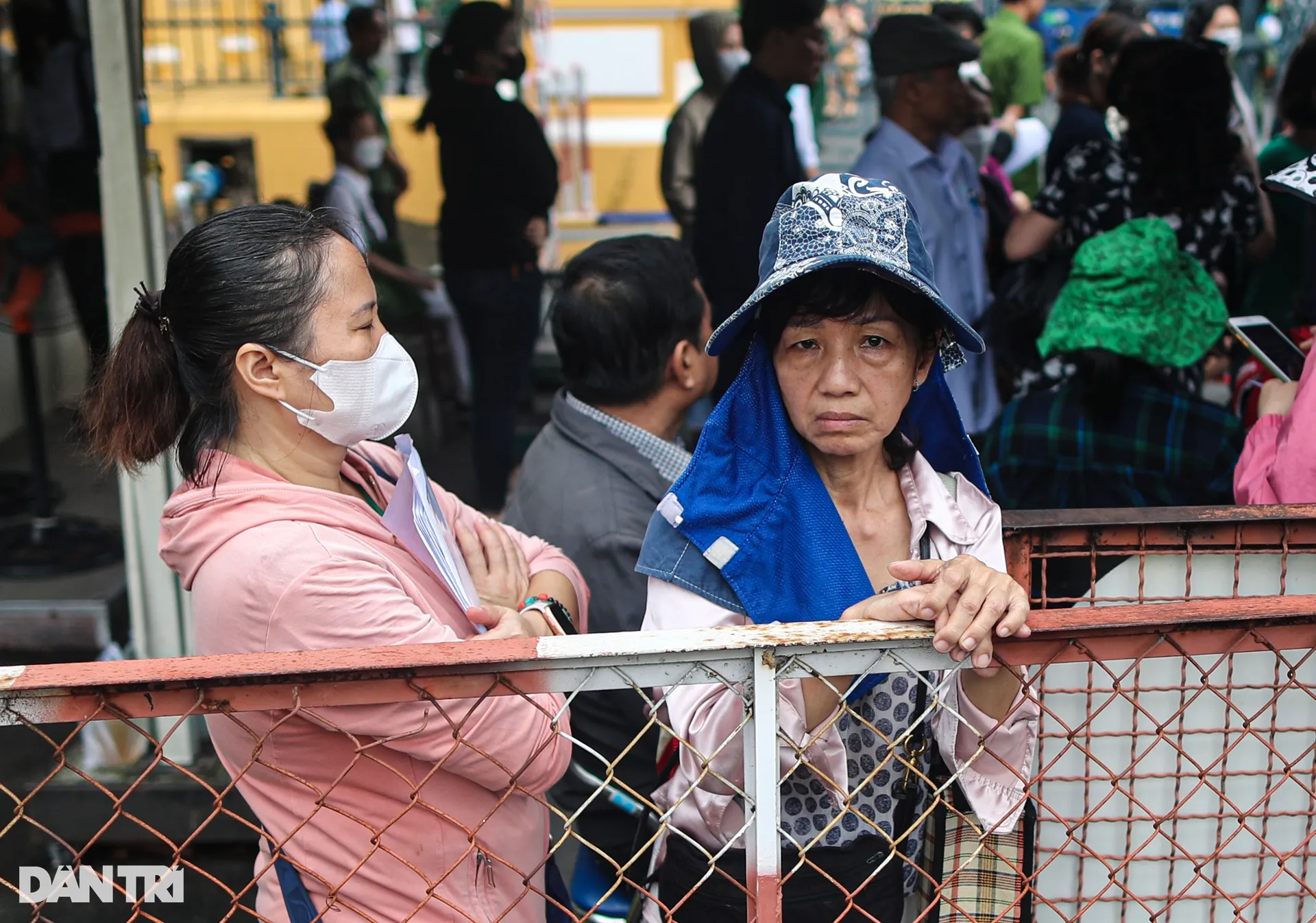密码保护:Vietnam! Trương Mỹ Lan(张美兰案)(续)2026.8.1 Vụ Vạn Thịnh Phát: Sau 10 đợt chi trả, trái chủ đã nhận được bao nhiêu tiền? Thi hành án đã chi trả hơn 12.358 tỷ đồng cho trái chủ vụ Vạn Thịnh Phát2026.7.31 Ngày 31-7, Thi hành án dân sự TP.HCM tiếp tục chi trả đợt 10 cho 42.607 trái chủ vụ Vạn Thịnh Phát với số tiền 318 tỉ đồng, theo tỉ lệ 1,0575%2026.5.21 THADS TP.HCM chi tiền đợt 9 cho hơn 42.000 trái chủ trong vụ Vạn Thịnh Phát giai đoạn 22025.12.26 Thanh toán đợt 6 cho 42.482 trái chủ trong vụ Vạn Thịnh Phát giai đoạn 22025.11.26 Thêm hơn 205,7 tỷ đồng trả cho các trái chủ trong vụ án Trương Mỹ Lan2025.10.7 Đại gia Trương Mỹ Lan, Trịnh Văn Quyết và Đỗ Anh Dũng thi hành án tới đâu?2025.10.2 Vụ án Trương Mỹ Lan: Đã chi gần 9.000 tỉ đồng, trái chủ vẫn lo2025.9.26 Trả tiền đợt 4 cho 42.313 trái chủ vụ Vạn Thịnh Phát2025.8.20 Trả tiền đợt 3 cho 42.141 trái chủ trong vụ Vạn Thịnh Phát2025.7.17 Hơn 41.000 trái chủ trong vụ Trương Mỹ Lan tiếp tục nhận tiền chi trả đợt 22025.6.25 Hơn 40.000 bị hại vụ Vạn Thịnh Phát đã nhận được tiền bồi thường đợt 1 vào sáng nay↑ trái chủ, chi trả(赔付债券持有人)2025.6.26 Bộ luật Hình sự sửa đổi, bà Trương Mỹ Lan có thoát án tử?↑ 2025.4.21 Mức án Trương Mỹ Lan và đồng phạm ở tòa phúc thẩm giai đoạn 22025.4.14 Bị cáo Trương Mỹ Lan tha thiết được chuộc tội2025.4.9 Phiên tòa xét xử bà Trương Mỹ Lan tạm dừng để làm rõ số tiền “khủng”2025.4.8 Viện kiểm sát: Vụ án tại Vạn Thịnh Phát tạo dư luận rất khủng khiếp2025.4.4 Cháu gái Trương Mỹ Lan nói gì khi tự bào chữa2025.4.3 Được đề nghị giảm án tù chung thân, Trương Mỹ Lan nói gì?2025.3.25 Bà Trương Mỹ Lan hầu tòa lần 42025.3.5 Xử phúc thẩm vụ bà Trương Mỹ Lan và đồng phạm phát hành trái phiếu khống từ ngày 25-32025.2.12 Các trái chủ trong vụ án Vạn Thịnh Phát được ưu tiên bồi thường2024.12.12 Bà Trương Mỹ Lan kháng cáo toàn bộ bản án vụ Vạn Thịnh Phát giai đoạn 2↑ Trương Mỹ Lan, Vạn Thịnh Phát, giai đoạn 2(张美兰万盛发案第二阶段上诉)2024.12.3 Bà Trương Mỹ Lan bị tuyên y án tử hình2024.11.26 Chiều 26/11, phiên tòa phúc thẩm xét xử vụ án xảy ra tại Tập đoàn Vạn Thịnh Phát (VTP), Ngân hàng Thương mại cổ phần Sài Gòn (SCB) và các đơn vị, tổ chức liên quan giai đoạn 1 kết thúc phần tranh luận. Sau phần nói lời nói sau cùng, Hội đồng xét xử quyết định sẽ nghị án kéo dài và tuyên án vào sáng ngày 3/12.2024.11.25 Bị cáo Trương Mỹ Lan nộp 3/4 tài sản sẽ được xem xét giảm án tử hình2024.11.19 Bị cáo Trương Huệ Vân khẩn cầu xin cho cô ruột Trương Mỹ Lan được sống2024.11.15 VKSND cấp cao TP HCM lý giải nguyên nhân bị cáo Đỗ Thị Nhàn không bị đề nghị tử hình2024.11.15 Viện Kiểm sát đề nghị y án tử hình đối với Trương Mỹ Lan2024.11.15 Phúc thẩm Vạn Thịnh Phát giai đoạn 1: Chi tiết mức hình phạt VKS đề nghị đối với 48 bị cáo2024.11.6 Người khác được hưởng án treo sao bản thân không được?2024.11.6 Vụ Vạn Thịnh Phát: Bị cáo phạm tội vì muốn vực dậy Ngân hàng SCB2024.11.5 Lời trần tình của cựu tổng giám đốc SCB: Khoản nợ phình to như “cơn lũ cuốn sạch mọi thứ”2024.11.5 Vợ chồng bà Trương Mỹ Lan ôm chầm lấy nhau2024.11.4 Bước vào thời gian làm việc buổi chiều, HĐXX bắt đầu thẩm vấn các bị cáo2024.11.4 Bà Trương Mỹ Lan tại phiên tòa phúc thẩm xin giảm án tử hình2024.11.4 Sáng 4/11, xem xét đơn kháng cáo bản án tử hình của bà Trương Mỹ Lan về tội Tham ô gây thiệt hại 677.000 tỷ đồng cho SCB (giai đoạn 1)2024.11.4 Hình ảnh bà Trương Mỹ Lan trong ngày xét xử phúc thẩm kháng cáo bản án tử hình2024.10.27 Bà Trương Mỹ Lan kháng cáo những nội dung gì của bản án tử hình?2024.10.23 TAND Cấp cao tại TPHCM đã ấn định ngày xét xử phúc thẩm vụ án Trương Mỹ Lan, giai đoạn 1. Phiên tòa diễn ra từ ngày 4.11 đến 25.11↑ Trương Mỹ Lan, giai đoạn 1, Án tử hình, Phúc thẩm(张美兰案第一阶段死刑上诉)2024.10.24 Bản án Trương Mỹ Lan giai đoạn 2 đăng Cổng thông tin điện tử TAND TP.HCM(公布第二阶段判决书138页)2024.10.17 Khối tài sản ‘khủng’ liên quan bà Trương Mỹ Lan được xử lý thế nào2024.10.17 Tuyên án sơ thẩm vụ Vạn Thịnh Phát giai đoạn 2: Bị cáo Trương Mỹ Lan lĩnh án chung thân2024.10.17 Tòa bác quan điểm bào chữa của luật sư và Trương Mỹ Lan2024.10.13 Vụ án Vạn Thịnh Phát giai đoạn 2 sau 3 tuần xét xử2024.10.11 Trưa ngày 11/10, Các bị cáo được nói lời sau cùng trước khi HĐXX vào nghị án2024.10.10 Ngày 10.10 là ngày thứ 14 xét xử sơ thẩm bị cáo Trương Mỹ Lan và 33 đồng phạm lừa đảo chiếm đoạt tài sản hơn2024.10.8 Loạt siêu dự án liên quan đến tập đoàn Vạn Thịnh Phát nằm tại những vị trí đắc địa ở TP.HCM vẫn bỏ hoang sau2024.10.8 Bị cáo Trương Vincent Kinh (em họ bà Trương Mỹ Lan) xin lỗi các trái chủ và gia đình trái chủ2024.10.7 Xét xử vụ Vạn Thịnh Phát giai đoạn 2: Nhiều bị cáo hối hận, thừa nhận sai phạm2024.10.6 Các luật sư tranh luận những nội dung gì để bào chữa cho bị cáo Trương Mỹ Lan sau khi bị đề nghị án chung thân2024.10.4 Vụ Vạn Thịnh Phát: Có 8 nguồn chính và 3 nguồn phụ để khắc phục hậu quả vụ án2024.10.4 Hôm nay 4.10, đại diện Viện KSND TP.HCM giữ quyền công tố tại tòa đã luận tội và đề nghị mức án ở giai đoạn 2 vụ án Trương Mỹ Lan (68 tuổi, Chủ tịch HĐQT Tập đoàn Vạn Thịnh Phát) và 33 bị cáo về các hành vi lừa đảo chiếm đoạt tài sản, “rửa tiền”, vận chuyển trái phép tiền tệ qua biên giới.2024.10.4 VKS đánh giá bà Trương Mỹ Lan phạm tội với thủ đoạn tinh vi, nhiều lần, gây hậu quả đặc biệt lớn… đề nghị tòa tuyên án chung thân về 3 tội danh.2024.10.1 Bị cáo Trương Mỹ Lan đề nghị HĐXX buộc Ngân hàng Thương mại CP Sài Gòn trả lại dự án 6A Trung Sơn (huyện Bình Chánh, TP HCM) cùng 65 tài sản khác2024.9.30 Bị cáo Trương Mỹ Lan xin Hội đồng xét xử giải tỏa kê biên nhiều tài sản để người nhà tiếp tục phát triển hoặc bán để lấy tiền nộp khắc phục hậu quả vụ án…2024.9.26 Sáng 26-9, phiên tòa xét xử bà Trương Mỹ Lan và 33 đồng phạm tiếp tục phần xét hỏi. Tại tòa, nhiều bị cáo khai nhận chỉ đạo của bà Trương Mỹ Lan để nhận, chuyển 4,5 tỉ USD từ Việt Nam sang nước ngoài và ngược lại.2024.9.25 Lời khai của tài xế bà Trương Mỹ Lan về việc chở 108.000 tỷ đồng tiền mặt. Bùi Văn Dũng, 60 tuổi, khai mỗi buổi chiều bà Trương Mỹ Lan kêu “có tiền, qua ngân hàng nhận” là lái ôtô qua tầng hầm trụ sở SCB, chở các thùng tiền đã được đóng sẵn.2024.9.25 Bà Trương Mỹ Lan phủ nhận sử dụng 445.748 tỷ đồng của SCB2024.9.23 Nói tôn trọng cáo trạng nhưng bị cáo Trương Mỹ Lan không thừa nhận hành vi2024.9.20 Chiều 20/9, tại phiên tòa sơ thẩm xét xử giai đoạn 2 vụ án tiêu cực tại Tập đoàn Vạn Thịnh Phát, các đồng phạm của bị cáo Trương Mỹ Lan được xét hỏi về quá trình phát hành trái phiếu “khống”.2024.9.19 Xét xử giai đoạn 2 đại án xảy ra tại Tập đoàn Vạn Thịnh Phát2024.9.6 Ngày 19-9 tới, sẽ xét xử vụ án Trương Mỹ Lan và đồng phạm (giai đoạn 2)2024.7.20 Vì sao hàng loạt cá nhân liên quan không bị xử lý ở vụ án Vạn Thịnh Phát? 2024.7.17 34 bị can trong vụ án Vạn Thịnh Phát giai đoạn 2 là những ai? 2024.7.16 Truy nã luật sư giúp bà Trương Mỹ Lan chuyển hơn 34.000 tỷ qua biên giới2024.7.16 Ngày 16/7, TAND TPHCM cho biết, đã thụ lý và chuẩn bị công tác xét xử giai đoạn 2 vụ án Trương Mỹ Lan và 33 đồng phạm.2024.7.15 Ngày 15-7, VKSND Tối cao tống đạt Bản cáo trạng số 6639 truy tố Trương Mỹ Lan và 33 bị can khác trong vụ án Vạn Thịnh Phát giai đoạn 2.2024.7.12 VKSND Tối cao vừa ban hành bản cáo trạng truy tố bà Trương Mỹ Lan và 33 đồng phạm trong vụ án Vạn Thịnh Phát giai đoạn 2 về các tội lừa đảo chiếm đoạt tài sản2024.6.10-6.13 Toàn cảnh điều tra vụ đại án Vạn Thịnh Phát – Giai đoạn 22024.6.10-6.19 Khi tổ chức tội phạm Trương Mỹ Lan “tung hoành”2024.6.9 Vạn Thịnh Phát giai đoạn 2: Kê biên tài sản “khủng” liên quan Trương Mỹ Lan2024.6.9 Trong vụ án Vạn Thịnh Phát giai đoạn 2, Chủ tịch Vạn Thịnh Phát Trương Mỹ Lan bị cáo buộc là đối tượng chủ mưu2024.6.9 Lý do Cục Phòng chống rửa tiền không tìm ra thủ đoạn của Trương Mỹ Lan2024.6.7 Những con số ‘khủng’ trong giai đoạn 2 vụ án Vạn Thịnh Phát. 2024.6.6 Ở giai đoạn 2 vụ án xảy ra tại Tập đoàn Vạn Thịnh Phát, cơ quan điều tra đề nghị 34 bị can ở 3 nhóm tội lừa đảo chiếm đoạt tài sản2024.6.6 Quá trình điều tra giai đoạn 2, C03 Bộ Công an kết luận 3 nhóm hành vi phạm tội.2024.6.5 Cảnh sát đã kết thúc điều tra, đề nghị truy tố 34 người về 3 tội danh khác nhau. Trong số này có Trương Mỹ Lan, Chủ tịch Tập đoàn Vạn Thịnh Phát, người đã bị tuyên án sơ thẩm với hành phạt tử hình. 2024.6.5 CQĐT cho biết đã kết thúc điều tra giai đoạn 2 vụ án xảy ra tại Tập đoàn Vạn Thịnh Phát, Ngân hàng TMCP Sài Gòn (SCB) và các đơn vị liên quan↑ Trương Mỹ Lan, Vạn Thịnh Phát giai đoạn 2(万盛发张美兰案第二阶段)