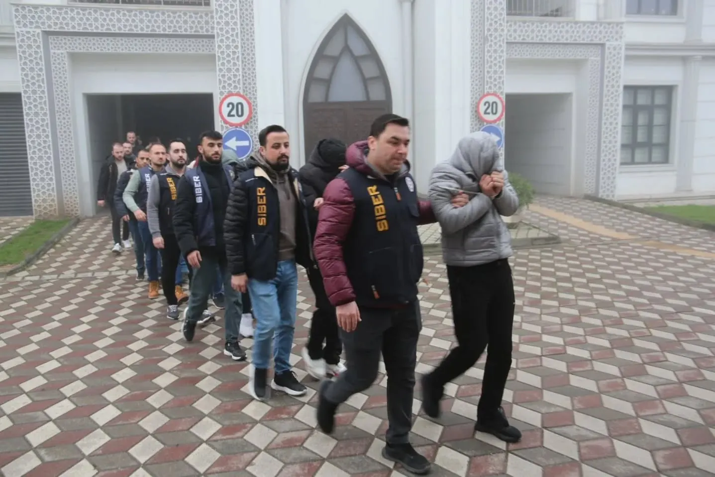 Turkey! 2024 Suç Örgütü, İstanbul, Operasyon, Hırsızlık, Aile İçi Şiddet, Dolandırıcılık, kombi bakımı dolandırıcılığı, Telefon Dolandırıcılığı, online kurs dolandırıcılığı, Sosyal medya sahte görseller, evcil hayvan sahiplendirme suç örgütü, Kartalkaya’daki yangından, dolandırıcılığı, telefon dolandırıcılığı, Dolandırıcılık