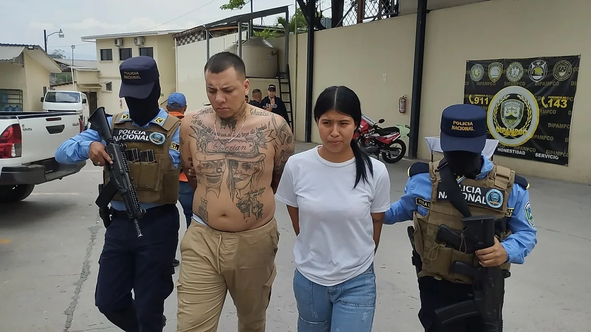 密码保护：Honduras! 2025 Tribunal mantiene prisión preventiva para “Chande” Ardón pese a oferta de fianza millonaria, Fiscales de FESCCO logran condena contra cabecilla de la Mara Salvatrucha (MS-13) en San Pedro Sula, Fiscalía de la Niñez de Danlí logra condena de 10 años de cárcel para agresor sexual de menor de edad, Capturan a dos hombres con 65 paquetes de marihuana en operativo policial, ¡Acusado de tocar niñas! Capturan al apóstol Mario Carbajal en la capital, Operación de Impacto en Amarateca deja capturados a tres pandilleros de la 18, Honduras: A un año de su asesinato esposa de Juan López clama justicia y mantiene viva su memoria, A “La Tolva” 2 campesinos con costales de “coca”, Asesinan a balazos a una mujer dentro de su vivienda en San Pedro Sula, Policía descarta a pareja como autor del asesinato de joven en Villanueva, Capturan a “La Roja” con fusil AK-47 y droga, Cae “El Cantante” listo para asaltar pasajeros, Mujer casi fue asesinada a puñaladas por expareja por negarse a tener relaciones sexuales, Dos jóvenes asesinados con arma blanca en hechos separados en Las Vegas, 92 años de prisión le caen al cuarto implicado en masacre del hijo de «Pepe» Lobo, DIPAMPCO captura a presunto distribuidor de drogas en Marcovia, Detienen a miembro activo de la MS-13 en Santa Ana, mujer muere a balazos y dos hombres resultan heridos durante tiroteo en Choluteca, Recapturan a reo que se fugó del centro penal de Choluteca, Deportan a hondureña que huyó a Carolina del Norte, Revelan por qué conocido habría asesinado a ‘La Diabla’ en Puerto Cortés, Capturan en Honduras a funcionario de Nayib Bukele con 60 mil dólares, Capturan a comerciante vinculado a banda de policías en La Masica, Condenan a 18 años de prisión a asesino de taxista en Tegucigalpa, Declaran culpables a cinco de los seis involucrados en masacre de Tatumbla, Exnovio la ultima a balazos en San Luis, Apresan a “Robocop” y a “Ricky” con cocaína, Banda de estafadores electrónicos ya no suplantarán identidades en Támara, al máximo cabecilla de la banda criminal “Los Puchos” cuando realizaba cobros de extorsión en la capital, 18 vinculados a redes de extorsión que operaban mediante billeteras electrónicas