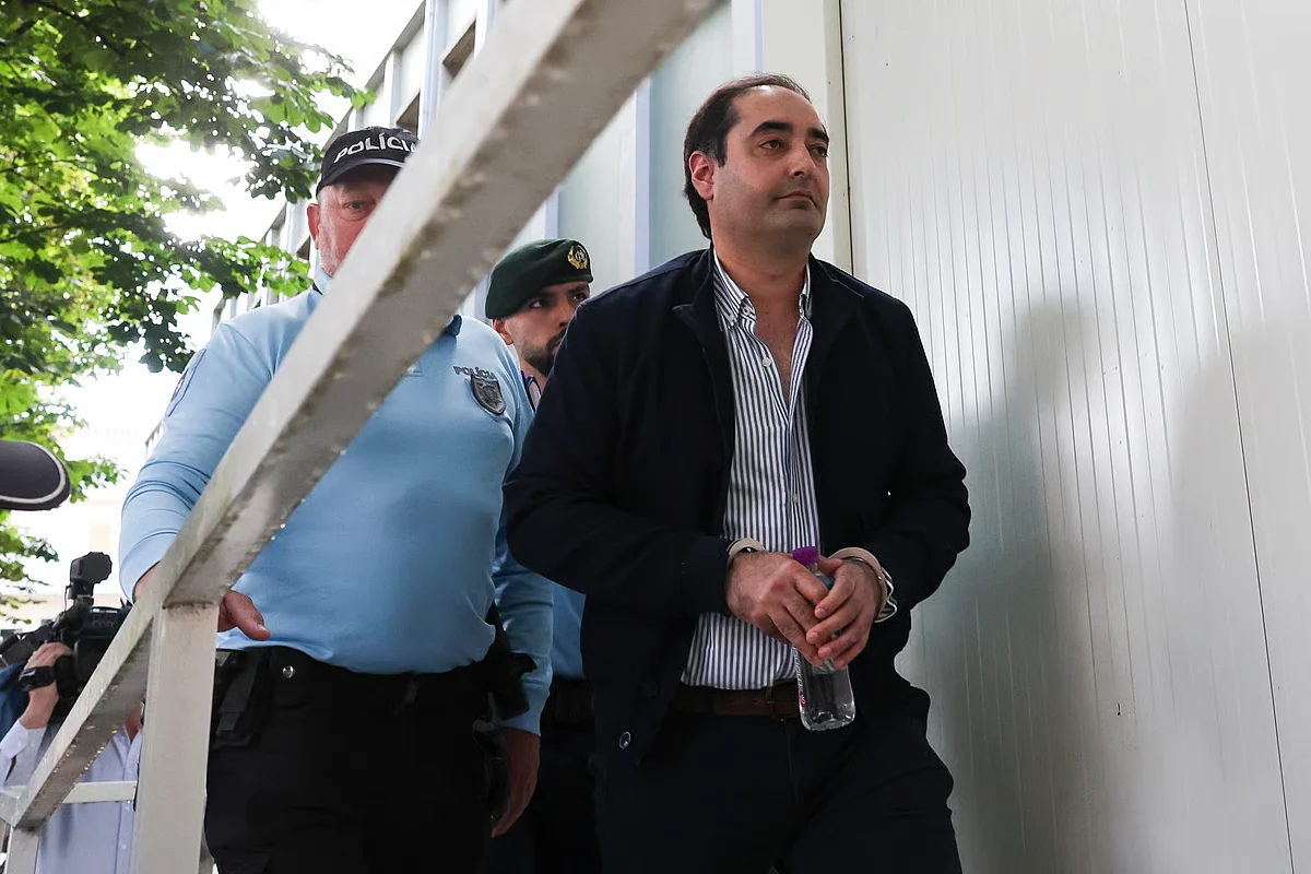 Portugal! GNR apreende 18 tuk-tuk em Lisboa e Sintra com matrículas e documentos falsos, Fuga em Alcoentre, grávida da Murtosa, Madeleine McCann search in Portugal ends after three days, Suspeito de pornografia de menores começou a ser julgado à porta fechada em Aveiro, Homem detido por abusar de enteada de 12 anos em São Pedro do Sul, Josué Boxista foi assassinado a tiro no tórax após rixa em bar de traficante no Porto 2025