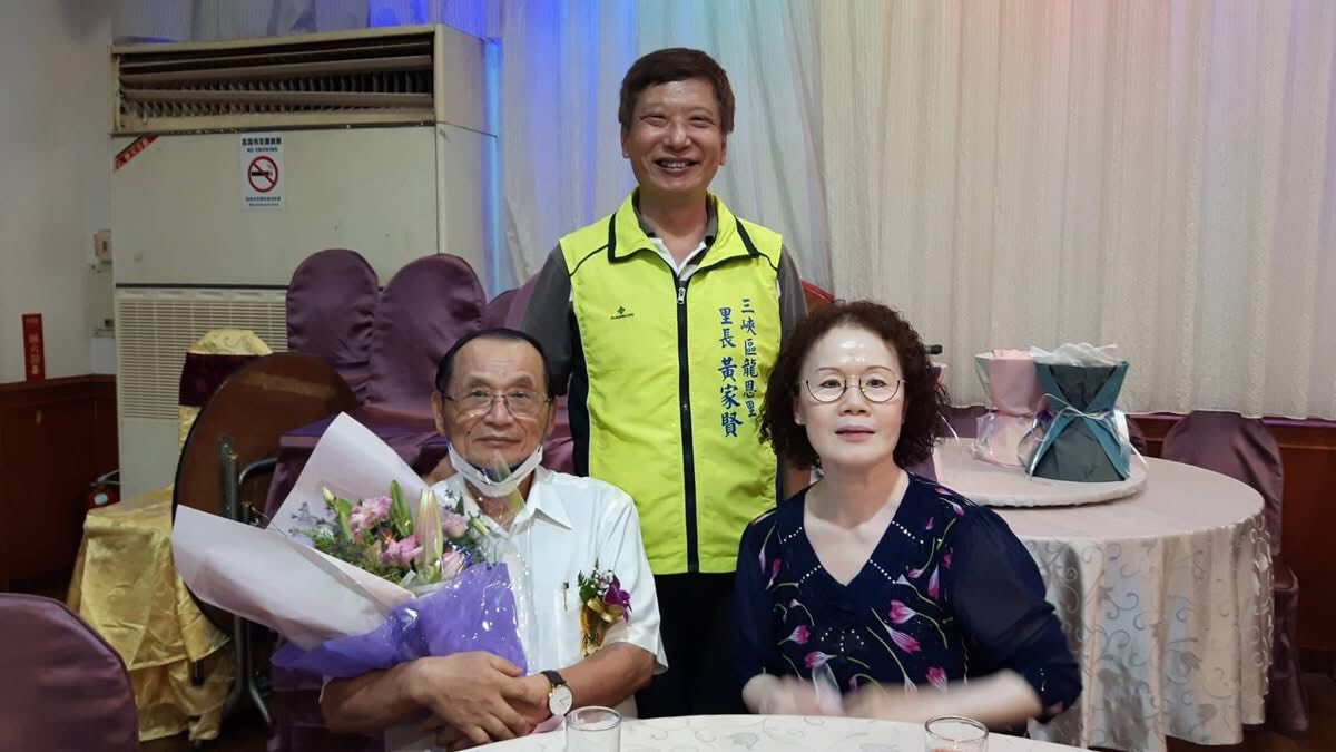 密码保护:Taiwan! 「最糟情況」新北市三峽區上週重大車禍肇事的余翁(余文正)經搶救13天後 於今(31)日早7點20分因多重器官衰竭宣告不治 新北亞東醫院表示 余姓男子5月19日因多重外傷被送至亞東醫院治療 5月19日至5月31日期間經多次手術及於加護病房持續以非手術性療法治療 仍因多重器官衰竭於5月31日上午不治死亡 已回報檢警相驗, 據《刑事訴訟法》規定 新北地檢署將於近日針對余翁過失致死罪部分 予以不起訴, 四年前0402太魯閣號撞車出軌 造成49人死亡200多人受傷 當時違法施工釀禍的包商李義祥 遭控過失致死等8項罪名 29日下午 二審結果出爐 這起事件發生在四年前4月2日 當時李義祥帶著助手華文好 在北迴線清水隧道北口邊坡違法施工 使得吊卡大貨車故障熄火 翻落鐵軌導致408列次太魯閣號 反應不及直接撞了上去, 88會館負責人郭哲敏涉地下匯兌、洗錢超過217億元等案辯論終結 檢方依違反《銀行法》、《組織犯罪防制條例》及《洗錢防制法》等多項罪名 起訴郭哲敏及涉嫌協助洗錢的「PGTalk」負責人林秉文等10多人 新北地院歷經一年半審理 在今(29)日下午宣判, 高雄連環碎屍案涉嫌殺害三名婦人的碎屍魔張介宗 遭羈押在高雄看守所已112天 這段期間張介宗不認罪 專案小組在張介宗犯案的「分屍公寓」內 查扣到布條、榔頭、剪刀、尖嘴鉗、鉗子等凶器 用於勒斃、分割、支解被害人的身體部位 高雄地檢署今(28)日宣布偵結 依照3個殺人罪嫌將張介宗起訴 並求處3個死刑 根據檢警調查 凶嫌第一個殺害的是黃姓大嫂 他以榔頭打死後分屍 第二個遇害張姓仙姑 和第三個遇害的林姓婦人 則是以碎布編成繩索勒死 凶嫌分屍後 都先將屍塊放冰箱 然後分別在凌晨或者深夜外出棄屍, 台中市酒店小姐蔡嘉樺(34歲)和陳姓男友因金錢、感情糾紛 殺害陳將屍體裝桶用水泥封屍 陳人間蒸發2年多才被發現 法院刑事依殺人等罪判蔡 陳的母親、女兒再求償811萬元 蔡女仍否認殺人、拒絕配賠償 民事庭認為 綜合證據顯示她購買塑膠桶、水泥攪拌器封屍 一審判蔡應給付2人449萬元, 媒體人彭文正長期質疑蔡英文博士論文的真實性 提民事訴訟要求確認蔡英文1984年英國倫敦大學政經學院(LSE)論文不存在 北院勘驗蔡英文的論文 紙張有泛黃陳舊痕跡 應是年代久遠的舊物 台北地方法院更一審2022年12月判彭文正敗訴 彭上訴 台灣高等法院今宣判 彭透過視訊方式跨海聆判 審判長宣示「上訴駁回」 彭文正因誹謗蔡英文 遭檢方起訴 他2021年6月出境赴美 北院審理時因2次未到而遭通緝至今, 新北市三峽區上周發生78歲余姓老翁駕車暴衝造成3死12傷的重大車禍 由於各界對余翁肇事原因多所揣測、眾說紛紜 外傳他兒女都生活在國外 且網路上疑似有人自稱是他女兒 PO文替父親抱不平 但據悉余翁僅有2個兒子 沒有女兒 警方懷疑有人刻意在網路上散布假訊息 企圖帶風向影響辦案, 25日晚間18時15分 48歲劉婦疑似近期求職不順 突然站在15樓窗邊 警消火速出動安撫劉女 約19時15分左右 警消花費一個多小時勸說 無奈劉女仍因情緒不佳 墜落至地面 雖然有緩衝保護 仍頭部受創亡, 高雄市鳳山區25日清晨5點多發生一件火爆糾紛 50歲黃姓男子不滿鄰居蘇男飼養的狗 狂吠聲吵到他無法入眠 氣得上前理論 怎料雙方爆發爭執 黃男拿出摺疊刀朝蘇男腹部捅2刀 蘇男雙胞胎兒子見狀拿鐵鍬反擊 扭打一團 現場滿是血跡 最後4人全掛彩, 年約40歲的姚姓男子 穿淺色上衣黑色長褲揹側背包 晚上遛狗 卻在住宅巷弄 沿街緊盯停在周邊的車 看到一輛特斯拉沒上鎖 竟然拉開門把 從副駕駛座偷走女車主的包包 搜刮所有現金帶走信用卡 火速跑去Burberry專櫃買精品 盜刷別人的信用卡 一點也不心疼!一口氣買了Burberry男款包包、鞋子和衣服 10筆交費紀錄 金額高達35萬元, 彰化一名徐姓男子和朱姓女子是夫妻 沒想到徐男和公司同事黃女發展不正當男女關係 朱女於113年5月間發現後 丈夫徐男坦承一切 朱女本來想說只要丈夫不再跟黃女聯絡 她打算隱忍、讓生活回歸平靜 沒想他們竟然換了一個社群平台聊天 朱女一氣之下 以紅色顏料在家中床墊上寫上「談戀愛請找『單身』男子」、「未經女主人允許不要擅闖別人家裡睡覺 你睡過的床墊送你」等字樣 再送到黃女家中開的店門口擺放 讓路人都可以看見 並且一狀告上法院 黃女稱 她當場下跪道歉 約束不再與徐男見面 希望朱女不再追究 但朱女否認有和解一事 也不願意原諒她, 新北三峽3死12傷重大車禍 78歲余姓老翁 在事發當天大約中午一點左右 從中部的交流道北上要回家 途中停留關西服務區用餐跟購物也買了粉圓冰 一個小時後繼續北上 大約在下午三點四十分時 下了三鶯交流道 之後就到龍恩公園停留十分鐘(余姓老翁在肇事前到北大特區繞行20分鐘 其中10分鐘就在這個龍恩公園)這一區的花花草草全部都是他佈置的 當天他放完肥料後開始整理花草 直到下午四點零三分 撞分隔島肇事逃逸 釀成這起重大悲劇 一度傳出駕駛要做第三次手術 分局出面回應「真的沒有這個第三次動手術的這個情節」現在老翁已經脫離險境 就等他意識清醒後 完整交代自己的肇事原因, 台南市東區1處透天民宅23日下午2時許發生凶殺案 49歲趙男和76歲父親發生爭吵 趙男持刀朝老父胸腹間刺殺後 再打電話報警自首 警方調查 趙男長期因工作和老父爭吵 昨天又因吃飯問題起口角 趙男疑憤而在房中持刀刺死老父 痛下殺手后則情緒潰堤 对隔壁里長:「姐姐我好痛苦喔 就開始哭了 爸爸罵他很多次 他承受不了 他的心裡很痛苦 然後就爆發了」, 78歲邱姓老翁董座暴衝釀8傷 邱男的妻子向警方透露 丈夫身體狀況不好 不僅裝了心臟支架 還長期洗腎 今年3月間曾做過胃繞道手術 但近期狀況正常 邱妻也強調 丈夫持有國際駕照 返台後覺得台灣駕照太難考 所以長期以來一直無照上路, 三峽暴衝翻版 不到一星期 又發生車輛暴衝事故!23日下午2點半左右 台北車站附近 重慶南路一段與衡陽路口 78歲邱姓老翁開著黑色Lexus小客車 看到紅燈完全沒減速 先撞了2輛機車 又衝50公尺 撞上1名行人再往前了10公尺 撞上3輛汽車、1輛公車 橫衝直撞60公尺 連7撞一共造成8人受傷 邱翁送醫後暫無生命危險 對於肇事原因都說:「我都忘了、不記得了」 猶如三峽車禍翻版 而他身分也被挖出 為貿易公司董事長 公司登記資本額1.98億 警方指出 邱男無照駕駛 生平從未考過駕照, 三峽汽車暴衝重大車禍 新北市三峽警分局副分局長林子翔今天下午召開記者會表示 警方專案小組調查肇事前余男在案發當天的行車路線 傳出他從中部開車北上後 未於第一時間返家 經警方查證 余男開車到三峽下交流道後 確實是先到一處公園旁臨停 下車放置種植用盆栽及肥料 大約停留10分鐘 才繼續開車上路 卻在返家途中發生車禍事故 余男車上發現的粉圓冰 經查證是余在從北二高返程途中 行經關西休息站所購買 並非在三峽地區繞行購買, 對於外界質疑駕駛是否涉及路怒症或蓄意衝撞 三峽警分局21日表示 研判沒行車糾紛跡象 但此說法引起網友反彈 網友追問駕駛為何在放學時段闖入禁行汽車的學區?要求完整公布行車紀錄器畫面 不然要大家怎麼相信呢?警分局表示 目前行車紀錄器畫面屬於偵查內容, 最新行車動線曝 公園做伸展運動 還原余翁的行車路線 19日當天下午3時許 余翁從苗栗老家獨自開車回到新北市三峽區 沿途行經關西服務區時購買2碗粉圓冰 到三峽下交流道後並未直接回家 反而直奔三峽龍恩公園一帶 將車輛違停在國際一街上 下車走進公園內做伸展運動 老翁停留約10分鐘後才繼續開車上路 余翁上路後行駛至學成路準備左轉國成街時 不慎自撞左側護欄後動彈不得 倒車又撞上後面來車 老翁肇事後卻未下車察看 反而左轉加速逃逸 結果在學成路、國成街口猛力追撞單車騎士、機車女騎士以及多名學童 持續飆速直行猛力撞上復興路的護欄才停下, 有民眾在事發現場目擊老翁車輛上散落滿地的粉圓 綠豆等冰品配料 有兩碗翻倒的粉圓冰 因此有一說推測老翁事發當下正在吃粉圓 或是正整理打翻的粉圓 不排除與肇事原因有關, 警方公布行車動線 證實余翁在台北大學繞行期間 疑似就是前往冰品店購買粉圓冰要回家與妻享用, 警方還原老翁行車紀錄器 發現全程背景傳來陣陣音樂聲 老翁本人沒有發出任何聲音 倘若有路怒症應會有煩躁情形 或是出現不耐言語 顯示其情緒還算平穩 而且也未錄下有任何行車糾紛影像 因此排除蓄意衝撞一說, 當地居民認為 老翁左轉的路口後方就是他經常維護的公園 推測是要去照顧認養的植栽, 新北市三峽區北大國小外重大傷亡車禍肇事駕駛78歲余男曾任大同公司董事 大同日本公司財務課課長等職 目前也是大同大學董事會監察人 任期至115年5月2日, 警方闢謠 老翁與死亡的女騎士在路口相會 雙方當下並未發生行車糾紛 警方還原行車路線 19日當天下午3時許 余翁從苗栗老家獨自開車回到新北市三峽區 下交流道後並未直接回家 反而在三峽台北大學一帶繞行 中途還停在一處公園10多分鐘 直到下午4點02分 余翁開車行經三峽區學成路準備左轉國成街時 不慎自撞護欄 當時無辜被追撞慘死的洪姓婦人就停在余翁的車輛前方 但透過監視器畫面 老翁僅是倒車撞擊後方車輛 並未與前方的女騎士有互動, 由知名網紅谷阿莫與曾參選過桃園市議員的呂宇晟 共同投資的知名健身品牌「打鐵健身股份有限公司」 5月1日台中南屯店無預警情況下惡性倒閉 只在門口留下登記退款的連結 90人受害怒吼 無黨籍台中市議員吳佩芸痛批 呂宇晟及谷阿莫是打鐵健身公司負責人與執行董事 「在社群媒體上運用名人身分吹捧推銷自己的健身事業 但出事了卻是選擇把鐵門拉下」, 新北三峽北大國小前重大車禍 今傳出新疑點 三峽分局依同心圓原則 擴大調閱沿路監視器及民眾提供的行車紀錄器進行調查後 發現余男從三峽交流道下高速公路後 沒有依日常回到住處的路線開 反而是在市區繞行 行車動機令人起疑, 不過 當地居民指出 該名老翁平常擔任環保志工 負責維護的花園就是龍恩里的三角公園 而該公園的所處位置就在老翁左轉的正後方 老翁當時在學成路應該是要迴轉到公園而非左轉 疑似左轉時不慎擦撞到分隔島 倒車又猛撞後車, 有網友分享影片 肇事車輛在事發前一刻 途經前一路口時 就出現詭異情況 除擦撞分隔島 往後倒退時 又擦撞後車 老翁沒停車查看 隨即加速離去 狂飆200公尺後便發生嚴重事故 有人質疑 老翁可能是心急肇逃才釀禍, 另外 還有網友分析 余翁應該是有「路怒症」 在路口時無法左轉 將錯歸咎在前方女騎士 當女騎士離開後 老翁也跟著加速 最終往女騎士狠狠撞下, 對於網友各種臆測 新北警察局長廖訓誠回應 這都是臆測性說法 待余男清醒後 案情會進一步釐清 警方目前已完成蒐證的部分 包括余翁駛下北二高以後 直到自撞分隔島停下的沿線監視器和民眾行車紀錄器畫面 余翁肇事前後的完整行車路線已大致還原, 余妻今受訪說 丈夫有泌尿系統、糖尿病等宿疾 平時身體狀況不錯 昨天是要從苗栗老家返回三峽住家途中發生車禍 余妻說 丈夫之前在大同公司上班 長期派駐海外英國分公司高階主管 兒女也都在國外發展 丈夫退休後常回苗栗老家當業餘農夫 也喜歡植栽 余妻表示 丈夫雖有常見老人慢性病 但身體還算不錯 對於行駛途中突然臨時病發 以致丈夫駕車失控的說法予以保留 一名女網友發文表示 「我發現今天下午的重大車禍 與5年前的肇事者是同一人」 質疑肇事者是累犯 余妻說 5年前那起案件 是丈夫誤將煞車踩成油門才會肇禍, 余姓老翁是否要取消模範父親資格?新北市社會局表示 當事人111年由地方仕紳推薦三峽區區級模範父親 模範父親需具有高度道德標準 此案違反社會示範作用 將立即取消模範父親當選資格, 地檢署檢察官下午相驗3名死者 確定死因均為遭受外力重擊導致多重臟器破裂死亡, 新北市三峽區19日下午四點發生重大車禍 警方調查 78歲余姓老翁下午四時許駕駛轎車沿三峽區國成街往復興路方向行駛 行經國成街與國光街北大國小前 汽車都已停下車停等紅燈 余的車輛卻未減速 高速衝撞前方機車及過馬路的學生 多名學生及家長被撞飛倒地 轎車又往前高速行駛一五○公尺 撞上分隔島才停下 造成三死十二傷 三名死者分別是四十歲洪姓機車女騎士及兩名國一女學生 事發當下 余男被救下車時還能正常溝通 只對醫護人員說了「不記得了」四個字 之後便陷入昏迷 警方調查 余姓老翁持照正常 抽血檢測確認酒精值是零 車上也未發現違禁品 警方初步排除酒駕的可能性 正深入調查余男是否因健康因素或老舊車輛失靈導致事故發生 據余男的親友表示 余男平常很少開車 也不喝酒 平時身體硬朗 但有心臟方面的問題 懷疑可能是心肌梗塞導致事故發生 三峽區龍恩里里長黃家賢受訪時指出 余男曾於2022年榮獲模範父親 個性正直又和善 平常當志工 熱心公益 且有心臟病史 可能是心臟疾病發作釀禍, 花蓮國中蔡姓女教師17日晚間被發現勒斃陳屍鄉召會宿舍 據悉 蔡女本身為台南人 自成功大學畢業後 去年八月考上了花蓮國中教師 檢警初步調查 劉男因常進出召會熟悉周邊地形與房間格局 熟悉宿舍住民動態 得知16日周五晚上其他室友返家 蔡女要在周六清晨返鄉 從召會後方宿舍廚房潛入 闖進女師房內行凶 再從原路逃逸 據悉 案發宿舍是召會提供單身教友使用 平時有4人居住 出入口都有鐵捲門 大部分窗戶都裝有鐵窗 但後方廚房氣窗沒上鎖, 花蓮縣秀林鄉17日發生一起恐怖命案 一名29歲蔡姓國中女教師下午4時許被人發現陳屍在鄉召會宿舍裡 初步勘驗 蔡女脖子有明顯勒痕 頭部則有一處鈍器傷 事發時間估為16日深夜至17日清晨 警方鎖定一名曾追求過女師又性騷過的瘖啞男子 該名26歲劉姓犯嫌18日中午12時許已在新城海堤防風林落網 當時甚至一度要在林內畏罪輕生, 新竹張男因無法辦理繼承登記 向法院聲請對失聯逾78年若尚在人世已高齡151歲的曾祖父宣告死亡 一審駁回 曾祖父於清朝同治7年生 戶籍資料自1941年後即無更新, 高雄大寮區16日下午發生砍人案 一名34歲曾姓男子將百萬存款給前妻保管 未料對方竟然把錢花光 男子怒持水果刀砍傷前妻, 「母胎單身」檢察官魏偕峯對女書記官有好感 3年前熱烈追求 藉故攀談 女方困擾不已 魏會製造與女書記官獨處的機會 甚至要求對方工作後留下 讓他幫她「一對一補習」 還說出「妳的生肖今年會脫單、會有桃花運」「妳就像草莓一樣可愛」等話語 檢方認定魏違反跟騷法, 潘女未婚 男嬰父親身分不詳 潘2023年1月2日到台中中區東協廣場的網咖包廂 3日凌晨突腹痛請幸姓女友人幫買物資過去 幸女抵達時潘已經生產 地上遍布血跡、羊水 且男嬰已無呼吸心跳 檢方認定男嬰有遭掐脖、悶住口鼻致死等行為 依殺人罪嫌起訴 官司纏訟2年仍在爭執, 基隆市仁愛區14日9時許發生虐童命案 一名5歲小男童遭父親簡姓男子(45歲)虐殺 當地里長透露夫妻2人長期相處不睦 近期為監護權問題激烈爭執, 今年1月24日發生一起震驚社會的黑幫尋仇槍擊案 三環幫劉憲治斷掌中槍亡 14日全案偵查終結 檢警調查 引發殺機的原因 是姜姓主嫌為報父親1年多前在酒桌上 遭劉憲治毆打成重傷之仇 結合幫內5名成員共謀殺害劉 其中有成員因也曾被劉毆打懷恨在心 因此種下殺機, 1999年6月5日上午11點20分 在台中廣三SOGO發生一起槍擊案 當時兩名蒙面歹徒對百貨公司掃射43槍 流彈波及懷孕20週的莊嘉慧(當時23歲) 子彈貫穿她左右胸腔 有嚴重血胸情形 母女一度命危 莊嘉慧變植物人 腹中女嬰剖腹出生亡 慈母守護26年 12日為植物人女兒慶生, 1歲大男童剴剴遭凌虐致死案 惡保母姊妹劉彩萱 劉若琳13日判刑 公訴檢察官主張 本案審理長達10天 但比起剴剴被不人道對待115天 10天不算什麼「有115天每天睜開眼 期待的不是玩玩具 去公園玩 而是擔心做錯了什麼?會被打嗎?還要罰站 洗冷水澡嗎?」, 剴剴案重要時間軸一次看, 鉛球冠軍3刀刺死儀隊女13日上午11點30分解剖 發現死者詹女身受3處刀傷 1處在頸部 2處在左胸 致死傷在左胸 刺到動脈以及心臟, 已婚男藝人NONO(陳宣裕)涉對6女伸狼爪 一審判囚 有一名化妝師受訪表示「我曾經問他 你是不是男人?我現在只想說 他不是人」, 經查 詹姓男子是中部大學畢業 與在桃園就讀高中的詹女曾交往 二人在今年3 4月間分手 前天詹女由彭姓學長開車載著南下 前往台中南屯區忠勇路的詹男租屋處 拿回「寵物鼠」與個人物品 詹男拿出預藏的水果刀刺殺詹女胸 背處後 再拿出折疊刀往自己胸口猛刺四 五下 詹男已拔管轉往普通病房 但語無倫次 詹女母親昨天到案發地點招魂, 24歲魁梧男刺死18歲優異女 當天女方到場是要帶回心愛的寵物「共養的天竺鼠」如今成了情殺案證物 連籠帶鼠被警方先安置在警局 記者vs.附近住戶「(你在沖什麼?)沖洗血跡啊(血喔)警察說已經可以沖了」, 台中市南屯區今下午14時31分驚傳凶殺 1名18歲身材高挑課業優異的儀隊副社長詹姓高三女學生被1名曾經獲得鉛球冠軍的體型壯碩重逾百公斤24歲詹姓前男友當眾持刀猛刺2刀斃命 詹男也自刺胸口好幾下, 昨天碧潭橋下疑似女性在潭中載浮載沉 水邊遺留悠遊卡1張 藥物3包及拖鞋一雙等 警消再集結搜救, 調查局昨銷毀各類毒品總重二○○八公斤 大麻查扣數量從二○一四年六十公斤 到二○二四年增至三三八三公斤 十年暴增五十六倍, 蘇姓前櫃姐去年5月中在新北市1間汽車旅館以枕頭悶殺6歲兒子及9歲女兒2名親生子女 稱因生活及經濟壓力過大 喝酒 吃安眠藥及吸食K菸後 一時情緒失控 據了解 蘇女為單親媽媽 未婚撫養兩個孩子 曾表示「媽媽也在學習成為保護你們的天」, 9日凌晨12時許 抓漏工殺妻「捅破心臟」 怨「我做牛做馬都被嫌棄 她媽媽太超過了」, 母親節前夕5月大女嬰沒了媽 45歲高雄程男刀殺小12歲妻「躺血泊斷魂」 據了解 程男是抓漏防水工人 常被妻子娘家人挖苦, 台南地檢署偵辦民進黨立委林俊憲 王定宇罷免案提議人名冊涉嫌偽造文書案 8日偵查終結 國民黨台南市黨部副主委莊占魁等11人遭起訴 黨工們難以透過正常管道達成目標 因此下載黨員名冊進行偽造 更以每份3元的代價找人代抄, 前年7月20日上午 新北市板橋區捷運新埔站外發生一起工人安裝冷氣時不慎以致33公斤重的冷氣機自17樓掉落 當時就讀政大二年級的21歲黃姓女大生正在公車站牌等車 遭擊中亡 新北地方法院今依過失致死罪判, 震驚全台的女教師陳琪瑄2002年墜落台中后豐大橋身亡案 男友王淇政和友人洪世緯被控殺人罪一度判刑定讞入獄 2018年獲再審機會 台中高分院再審 再更一審 再更二審 最高法院今駁回檢方上訴 全案經纏訟23年後 迎來結局 王淇政 洪世緯無罪確定 王淇政已經展開新生活 並育有一子, 1日林書正犯乘機猥褻罪刑事判決 被告是我高中同學的老公 113年1月22日我借宿在被告家中 案發當時就感覺有人掀開被子把我的手拿出來摸他的下體 然後對方就把手伸到我的衣服裡摸我的胸部 我以為我在作夢就沒有想太多 後來是到對方脫我的褲子及內褲 我才驚覺不是在作夢, 國中女遇惡狼慘成無臉屍 1994年4月10日清晨 一名男子在新竹市光復路交流道附近遛狗 但狗卻跑到一處草叢猛吠 男子好奇上前查看 赫然發現草叢中一具整張臉皮遭剝除 只剩頭骨與牙齒的女性屍體, 3日晚間11時左右 台南市關廟區國道三號北上358.2公里處 46歲黃男駕駛保時捷不慎自撞護欄 臟器外露亡, 台北市一名竊賊闖入赤峰街一處老公寓行竊 他從防火巷踩著管線爬上二樓陽台 再打破窗戶進到屋內 偷走三只名錶 黃金首飾以及現金 得手約92萬元 台北市大約有65萬棟30年以上老屋, 新竹關西民宅命案 獨居男遭3人圍毆 頭部重創亡, 國民黨台中市黨部2日上午遭到台中地檢署大規模搜索 共帶回19人 經過漏夜偵訊 國民黨市黨部書記長陳劍鋒 第一組總幹事伍康龍遭到檢方聲押, 亞洲最大的包養網站2024年進軍台灣 僅1年就累積20萬會員 每月平均包養費用約為5萬4千元 高達37% 31963名糖寶為年輕女大學生 糖爹阿凱透露 自己曾經遇過無數奇怪糖寶 比如第一次見面就問「可以先幫我買一台保時捷嗎?這樣我才會有安全感」, 新竹市區1日晚8時許發生一起人倫悲劇 50歲黃男手上約15公分水果刀竟刺進勸架的25歲姪子胸口亡 鄰居指出 黃家是當地有名望族, 「貴婦奈奈」抵台投案 於下午1時許移送至台北地檢署 檢方認尚無羈押之必要 准予具保新臺幣200萬元, 「貴婦奈奈」蘇陳端(51歲)於今天清晨4時56分抵達桃園國際機場返台歸案 蘇陳端與前男友黃博健及黃父等人 涉嫌以醫美診所非法吸金1億餘元 2025.5