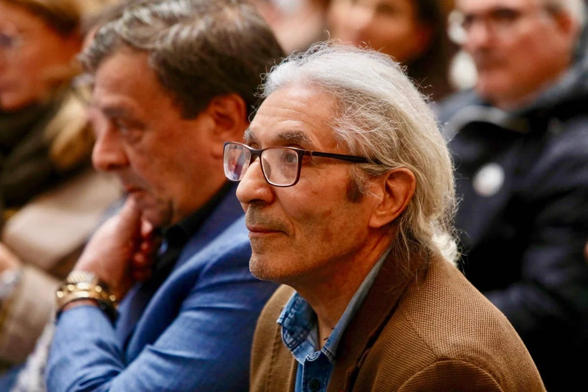 Algeria! L’écrivain Boualem Sansal condamné en appel à cinq ans de prison ferme, Procès en appel de l’écrivain Boualem Sansal, Une vaste affaire de falsification de visas éclate en Algérie, Des employés d’une APC à Alger condamnés pour trafic de documents administratifs, 7 membres d’un gang de quartier sévèrement condamné à Alger, Un homme condamné à cause de faux billets de 2000 DA à Alger 2025