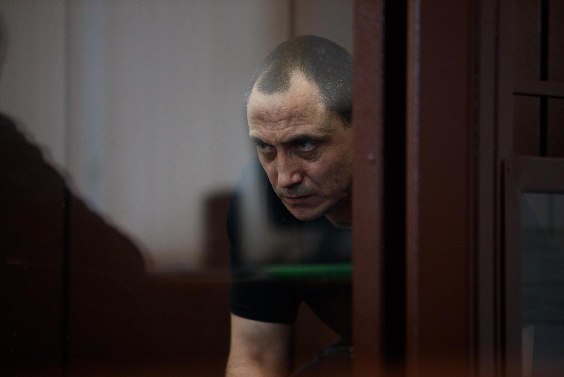 密码保护：Russia! 2025.1-6 В Ленинский суд Екатеринбурга 29 июня доставили участников этнической группировки, В Екатеринбурге завершился судебный процесс над опекуншей Вероникой Наумовой, вскрылась леденящая душу причина смерти 34-летнего детского врача из Хакасии Натальи Топаковой, В Ростове начался судебный процесс по делу об изнасиловании и зверском убийстве второклассницы в станице Ольгинской, новосибирский суд отправил в СИЗО обвиняемого в жестоком убийстве, новосибирец жестоко расправился с женщиной и расчленил убитую, страшные подробности убийства сибирячки — ее тело расчленили, Абьюзера отправили в колонию за убийство многодетной матери, «Ударил ножом в сердце и лёг рядом с женой», Экс-управляющего новосибирской «Клиники НИИТО» задержали по делу о миллионной растрате, Тогучинец на Lexus сбил двух подростков и вместе с друзьями устроил стрельбу, в Волгограде идёт процесс о продаже «смертельных данных», В Новосибирске женщину обвинили в реабилитации нацизма, Отдавший мошенникам более ₽50 млн бывший профессор МГУ покончил с собой, Школьницы из Омска пытались зарезать щенка, Обвиняемого в убийстве школьницы на Урале будут судить без присяжных, В Ташкенте раскрыли канал вывоза девушек в Петербург для проституции, В Кировской области раскрыли совершенное 27 лет назад убийство, укравшего 12 лет назад из банкомата 7 млн рублей, За апрель в Петербурге и Ленобласти живыми найдены, На Урале установили личности владельцев собак, Сошлись стенка на стенку забили до смерти, Я бы его сама расстреляла, как убивали семью Ивановых и их друзей, Я защищала ребенка, Фигурант уголовного дела о столкновении самолётов в Пулково отделался штрафом, «Подвал ужасов» в Новокузнецке, В Коркино мошенники обманули двоих подростков, Кого еще убил Пичушкин, бросившую новорожденного на скамейке, Изнасилование 13-летних девочек найденных мертвыми 30 лет назад, Двух братьев из Воронежской области заподозрили в изнасиловании 14-летней сестры, 71-летний пенсионер из Стрельны зарезал цыганку, В центре Тбилиси застрелили брата авторитетного бизнесмена Мераба Сухумского, Убитая в Петербурге пенсионерка оказалась цыганкой, которая делала заговоры, В Петербурге таксиста задержали за преступление против клиентки, Тверская полиция задержала эксгибициониста, В Тверской области администратор сауны привлекала женщин к проституции, которые разводили людей на деньги за счёт строительства, Укравшие букеты делегации Мьянмы в Петербурге стали фигурантами уголовного дела, Житель Петербурга устроил разбой в кафе с приставленной к горлу шариковой ручкой, тяжело ранившего петербурженку у ИТМО, Двое мужчин задержаны за похищение 16-летнего подростка в Петербурге ради денег, Стало известно настоящее имя тольяттинца, В саратовской больнице пациент ударил ножом соседа по палате, Саратовцы за сутки отдали мошенникам 5 миллионов рублей, Жительница Энгельса подозревается в ложном сообщении о преступлении, В Саратовской области мужчину после застолья зарубили топором, В Оренбуржье пьяная сиделка избила подопечную пенсионерку и вырвала у нее клок волос, Застрелили на улице Что известно об убийстве главы Завьяловского района в Алтайском крае, По рождению Аркадий по паспорту Лолита: Подозреваемой в расчленении подруги оказалась порноактриса из Петербурга, Жительницу Кропоткина осудили за мошенничество с маткапиталом, Кормил и ухаживал Петербуржец не смог отсудить кота у бывшей, Фальшивые квитанции ЖКХ Как южноуральцам не стать жертвой мошенников, В Петербурге нашли чемоданы с расчленённым телом человека, Тело младенца обнаружили в заваленной мусором квартире на севере Петербурга, Главу “Технолога” Руденко задержали дома по делу о хищении почти 50 млн рублей, В Петербурге замглавы оборонного КБ арестовали по делу о мошенничестве, МВД показало ликвидацию борделя в особняке на главной барной улице Петербурга, На Алтае супруги-наркоманы сбили росгвардейца попросившего их предъявить документы, В Петербурге задержали африканца по делу о распространении наркотиков, Отказ в продаже спиртного стал причиной стрельбы в магазине в Петербурге, В Сочи пуля из пневматической винтовки попала в глаз школьницы на уроке, Жителю Приморья вынесли приговор за разбой на 18 млн рублей, В Москве четырех студентов из КНР обвинили в похищении соотечественника, Соседи живодера из Мытищ рассказали о его зверствах совершенных над собаками, В Новосибирске за мошенничество арестовали главу строительной компании, Убийцу экс-невестки якутского миллиардера Екатерины Карась узнали по футболке, После взрыва в Москве создателя батальона “Арбат” Саркисяна доставили в реанимацию, мошенничество