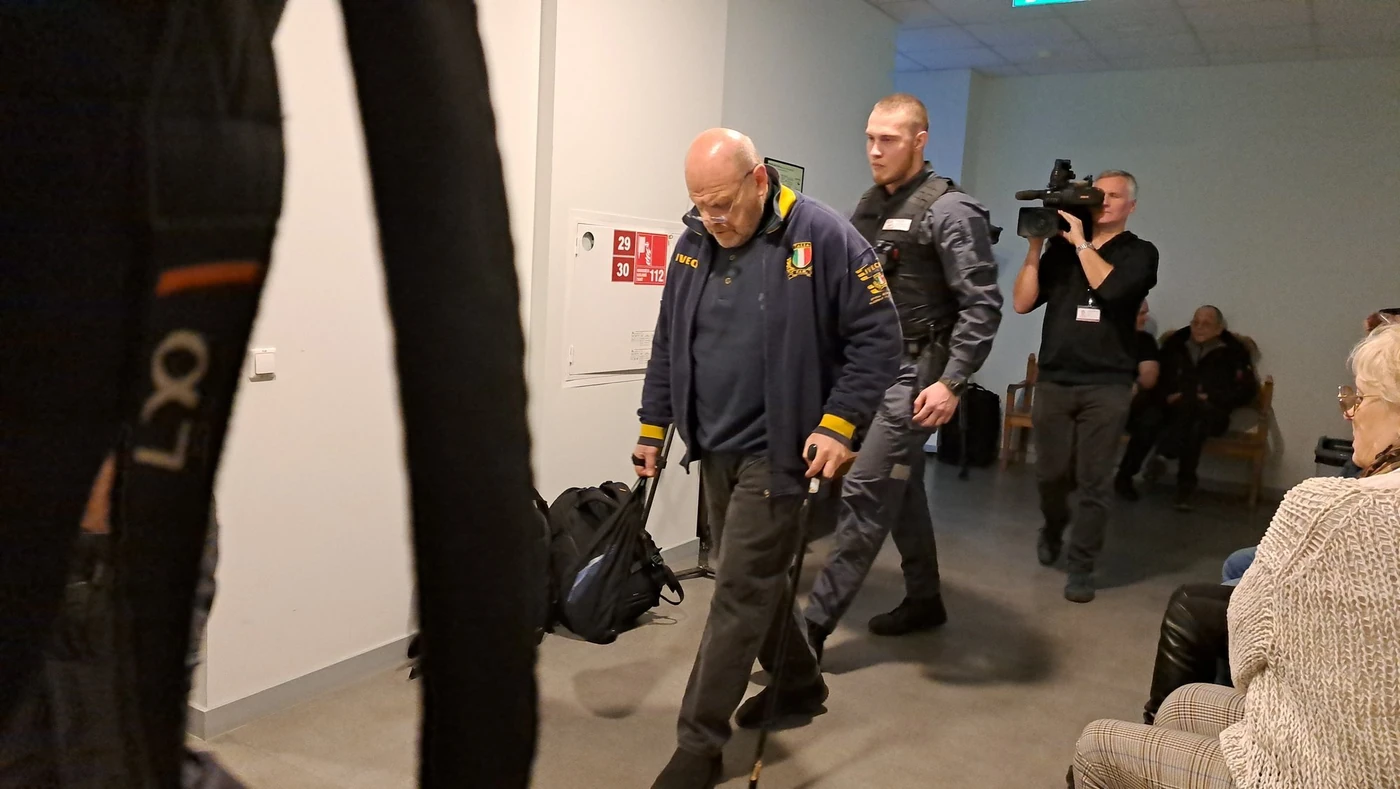 密码保护:Latvia! Bunkus slepkavības lietā aizstāvība prasa atcelt 1. instances lietas spriedumu, Jelgavā par suņa pakāršanu zādzības laikā apcietināts vīrietis, Priekulē zemnieki dzenoties pakaļ zagļiem novērš dārgas lauksaimniecības tehnikas aizvešanu uz Lietuvu, “Viņš sāka jautāt pēc naudas.” Aplaupītās kebabnīcas darbinieks atklāti izstāsta par notikušo, Tiesa palielina cietumsodus nogalinātās Justīnes tēvam un pamātei, Eiropola operācijā aizdomās par personu nolaupīšanas organizēšanu aizturēti Latvijas valstspiederīgie, Policija garāžā Rēzeknes novadā uziet nelegālo cigarešu glabātuvi, Turpinās tiesāt vienu no zināmākajiem organizētās noziedzības līderiem Latvijā, Bijušo Daugavpils domes priekšsēdētāju Kulakovu notiesā par krāpšanu lielā apmērā, Bunkus slepkavībā apsūdzēto Krivošeju tiesās par huligānismu tiesas zālē, VID kravas automašīnās no Krievijas atrod simtiem kilogramu heroīna, Bruņotā laupīšana Vecrīgā, Policija Latgalē aiztur vairākus narkodīlerus, Jaunieša slepkavība Biķernieku mežā