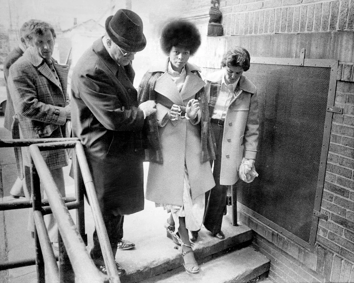 密码保护：Cuba! 2025 Assata Shakur sought by FBI for 1973 murder of New Jersey trooper dies in Cuba, Convicted cop killer Assata Shakur an FBI Most Wanted terrorist dead in Cuba, Assata Shakur wanted Black Liberation Army member dies at 78 in Cuba, Vecinos de Reparto Bahía detienen a un asaltante en La Habana, Oficialismo asegura que el asesinato de un anciano en Holguín fue por “problemas personales y pasionales”, Brutal asesinato en Holguín sacude a la comunidad, Una estudiante de Medicina es asesinada por su pareja en Santiago de Cuba, Hermanas manifestantes del 11J corren riesgo inminente de ser deportadas, Fiscalía habla sobre el robo de leche en polvo para niños y balitas de gas, Oficial de la PNR es apuñalada por su expareja en Camagüey, Joven de 19 años fallece tras lanzarse de un edificio en Camagüey, Ciudadanía captura a ladrones en La Habana, Aumentan un 18% las muertes por accidentes, La Policía captura al asesino de una joven en Sancti Spíritus, explosión hotel Saratoga, Asesinan a joven madre en Santiago de Cuba, Hombre habría muerto por sobredosis del químico en Marianao, Hombre ataca brutalmente a su pareja en Santiago de Cuba y luego se quita la vida, Anciano cubano enfrenta cargos por un delito grave en La Pequeña Habana