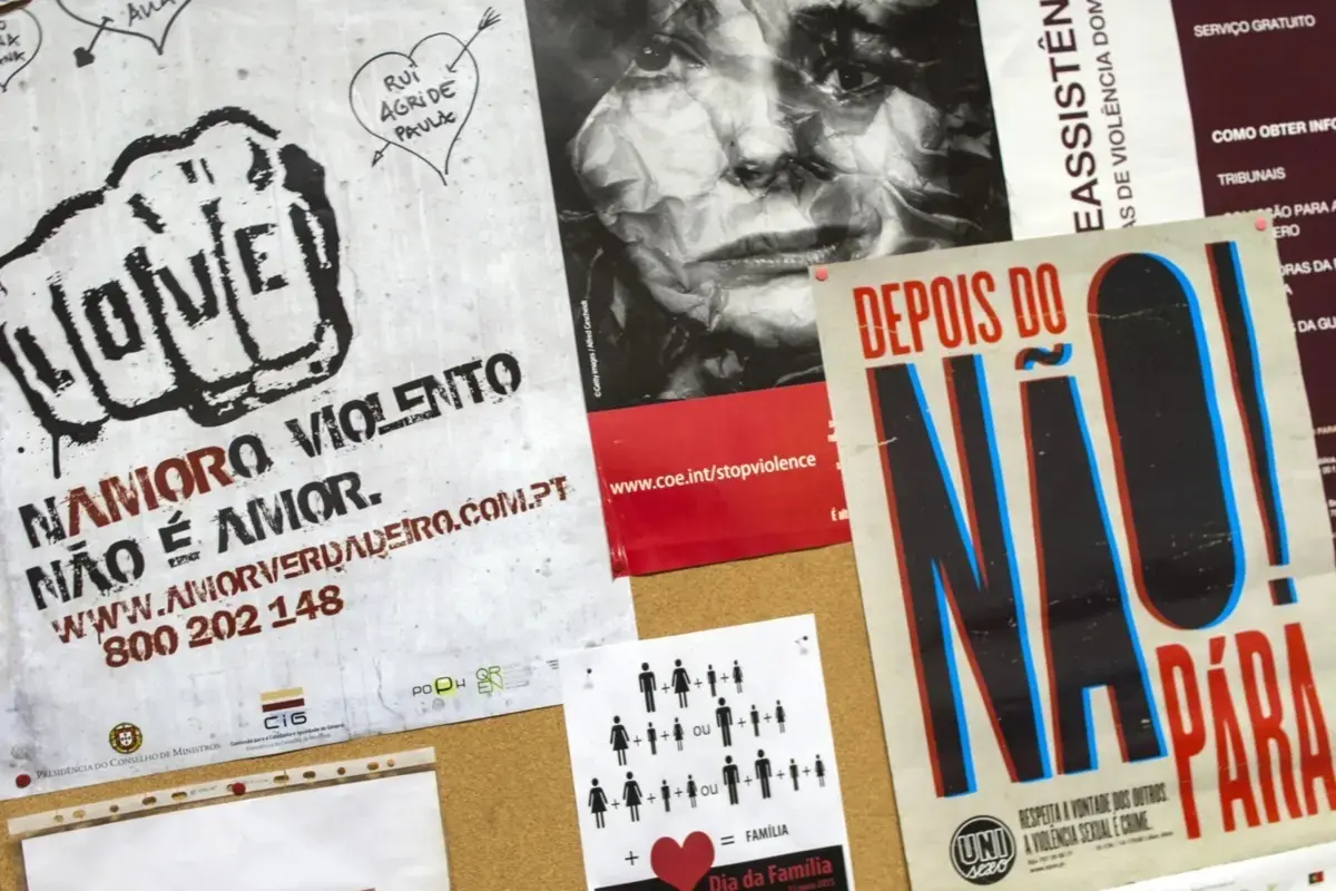 Portugal! Mulher envolvida em branqueamento de capitais é sequestrada após ficar com dinheiro, Ministro admite crime de “natureza terrorista” no ataque contra Marcha pela Vida, Automobilista que morreu em Avis terá matado mulher em Castelo de Vide, Jovem de 14 anos acusado de matar a mãe em Vagos começa a ser julgado à porta fechada, Vítimas de Abuso Sexual na Igreja Vão Receber Entre 9 e 45 Mil Euros, Tribunal mantém pena de 25 anos para homicida do Centro Ismaili e recusa inimputabilidade, Duas mulheres detidas por furto de cobre no concelho de Almeida, Novo método de roubo de carros preocupa Portugal: “relay attack” permite furtos em segundos sem arrombamento, Duplo homicídio suspeito: França acompanha com choque a detenção de Cédric Prizzon em Portugal, Polícia francesa em Portugal para investigar duplo homicídio em Bragança, GNR apreende 18 tuk-tuk em Lisboa e Sintra com matrículas e documentos falsos, Fuga em Alcoentre, grávida da Murtosa, Madeleine McCann search in Portugal ends after three days, Suspeito de pornografia de menores começou a ser julgado à porta fechada em Aveiro, Homem detido por abusar de enteada de 12 anos em São Pedro do Sul, Josué Boxista foi assassinado a tiro no tórax após rixa em bar de traficante no Porto