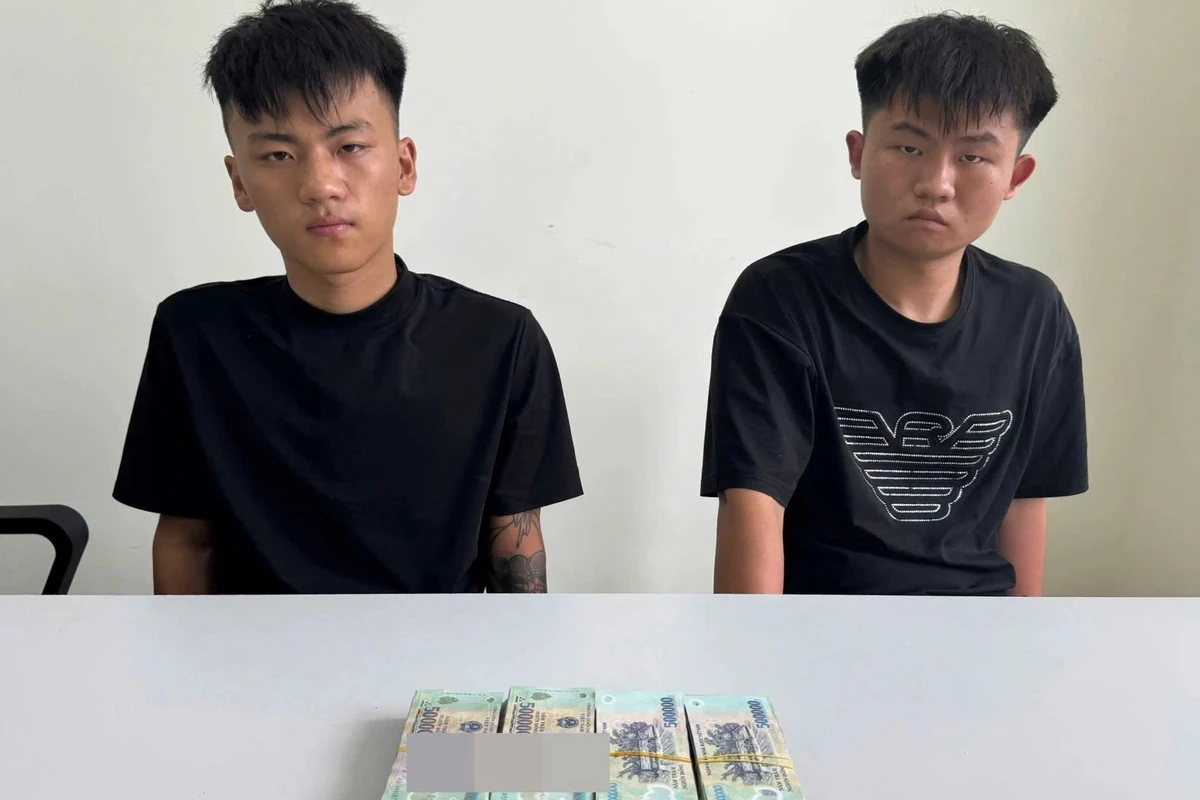 密码保护：Vietnam! 2025.8 bị cáo, Khởi tố 5 người tổ chức mua dâm ở quán massage giá 1 triệu đồng/lượt, Nữ giáo viên mầm non lãnh án tù vì lập hụi khống chiếm đoạt hơn 3.2 tỷ đồng, Mua bán người ở vùng cao Sơn La: Vì tiền bán cả người thân, Bắt đối tượng siết cổ anh em họ đến chết bằng dây thừng, Bắt hung thủ đâm người chạy xe ôm để cướp xe lúc rạng sáng, Bắt 2 kẻ cầm đầu đường dây trộm cắp và tiêu thụ xe mô tô xuyên quốc gia, Nợ nần cờ bạc đôi vợ chồng trẻ đi cướp giật tài sản, Khởi tố bắt tạm giam kẻ cướp tài sản của ông lão bán vé số, Người đàn ông dùng ma tuý “kẹo” bị tử vong đồng bọn đưa xác ra bờ đê sông Hồng, Mang hung khí tìm người đi đường để đánh 4 đối tượng bị khởi tố, ‘Hot girl’ nhân viên ngân hàng Nguyễn Hà Linh lừa đảo gần 13 tỷ đồng như thế nào, “Nữ quái” cùng 3 đồng phạm trả giá đắt vì nhiều lần mua bán trái phép chất ma túy, Bắt 5 người sử dụng ma túy trong chung cư ở Hải Phòng, Miss Audition Ngọc Anh điều hành đường dây bán khí cười ở phường Sài Gòn, Tin mới nhất vụ nguyên TGĐ Công ty Thủy Nguyên mang 205 sổ đỏ đi thế chấp, Bắt 5 đối tượng mang hung khí đuổi đánh người khác qua nhiều tuyến đường, Bắt khẩn cấp đôi nam nữ cho vay lãi suất “cắt cổ” Đắk Lắk, Nhóm phụ nữ đi “xử” tình địch nhưng đâm nhầm người khác ở TPHCM, Công an TP.HCM vừa tạm giam nhóm đối tượng do một người Trung Quốc cầm đầu lừa đảo bắt giữ trái phép 3 công dân Hàn Quốc để tống tiền, Khởi tố 39 bị can sau vụ kiểm tra 2 quán bar ở Quảng Trị, Triệt xóa đường dây cho vay nặng lãi gần 44 tỷ đồng ở Đà Nẵng, Thanh niên quảng cáo ‘bao đậu’ bằng lái xe chiếm đoạt gần 200 triệu đồng, Vợ Nguyễn Thái Luyện từng chi 80 triệu đồng ‘chạy’ bệnh án tâm thần, Bắt hai vụ vận chuyển hơn 300 bình khí cười qua biên giới Quảng Ninh, Phá đường dây cung cấp khí cười cho nhiều quán bar tại phố Tây Bùi Viện, Bóng cười được mã hóa trong menu thức uống trong quán bar ở phường Bến Thành, Lời trần tình của kẻ đăng clip “nóng” của vợ cũ lên mạng, Giải cứu thành công nạn nhân trong vụ mua bán người cưỡng đoạt tài sản, “Nữ quái” đột nhập trộm 6 cây vàng của người quen, Khởi tố tội giết người và tạm giam vợ sát hại chồng ở Phú Thọ, Trộm xe máy rồi điện cho chủ xe đưa tiền chuộc, Đối tượng chuyên “ăn hàng” laptop của sinh viên ở ký túc xá sa lưới, Quái xế đâm đại úy CSCĐ: Vi phạm giao thông nên lao qua chốt để bỏ chạy, Ngụy trang hàng trăm viên ma túy trong chiếc tất, Người phụ nữ ở Ninh Bình mất tích bí ẩn khi vào rừng bắt ốc, 50 cảnh sát lật tẩy bí mật trong căn chòi giữa rừng keo, Nhóm đàn ông sử dụng ma túy mang theo súng đạn “đến nhà bạn chơi”, Truy tìm đối tượng người Trung Quốc trong vụ trộm 600 triệu đồng ở Đà Nẵng, Truy tố 14 bị can trong hai đường dây buôn lậu 113 kg vàng, Hoãn tuyên án vụ tai nạn liên hoàn cầu Phú Mỹ, Tòa án nhân dân tỉnh Khánh Hòa tuyên phạt bị cáo Khuako Kristina 10 năm tù về tội giết người, Triệt xoá tụ điểm đá gà ăn tiền qua mạng tại quán cà phê, Bố vợ dùng xà beng đánh con rể tử vong, Hai người Trung Quốc trộm cắp của đồng hương ra sân bay bỏ trốn, Công an Đà Nẵng bắt hai người nước ngoài trộm hơn 600 triệu đồng, Truy đuổi bắt giữ đối tượng tàng trữ trái phép chất ma túy, Cơn ác mộng của chàng trai bị bạn gái bán vào đường dây lừa qua mạng, Vụ vợ sát hại chồng ở Phú Thọ Tạm giữ hình sự đối tượng Hà Thị Lai Hạ, Cán bộ công an bị chém trọng thương khi làm nhiệm vụ, Công an TPHCM triệt phá đường dây đánh bạc hơn 20.000 tỷ đồng, Hàng trăm cảnh sát đột kích 2 quán bar phát hiện 145 người dính ma túy, Cảnh sát biển liên tiếp triệt phá 2 vụ án ma túy, Nghi án vợ trẻ dùng dao đâm chồng tử vong ở Phú Thọ, 31 công dân Lâm Đồng được Campuchia trao trả, Triệt xóa điểm đá gà có 22 đối tượng đang sát phạt, Khởi tố đối tượng đột nhập nhà dân, Bắt quả tang đối tượng mua bán trái phép 7 bánh heroin, Nhóm nữ sinh ‘săn con mồi’ trên mạng dụ ra chỗ vắng để cướp tài sản, “Hotgirl” Tạ Tiểu Nhi bị truy nã đặc biệt “sa lưới”, Rao bán túi hiệu Chanel Gucci trên mạng thanh niên lừa đảo 6 tỷ đồng, Bắt nhanh thanh niên cướp tài sản du khách nước ngoài, Người phụ nữ lừa tất toán khoản vay, Lĩnh án 12 năm tù vì nổ quen biết cán bộ nhà nước để lừa đảo, Hơn 14 năm tù cho các đối tượng trong đường dây làm giấy tờ giả ở Cà Mau, Người phụ nữ tự xưng nhân viên ngân hàng huy động gần 30 tỷ đồng bị bắt, Vụ án “Gà lôi trắng”, Đem 80.000 USD nhập cảnh trái phép từ Campuchia, Ngày thứ 2 xét xử 37 bị cáo trong đường dây lừa đảo từ Campuchia, Tuyên án “ông trùm cát tặc” cùng đồng bọn khai thác khoáng sản và kẻ “chạy án” hàng tỷ đồng, Bóc gỡ đường dây tội phạm công nghệ cao do người Trung Quốc cầm đầu, Công an TP Cần Thơ bắt 2 nghi phạm cho vay nặng lãi, Cận cảnh lò sản xuất 400 tấn “thịt gác bếp” từ 1.000 tấn thịt đông lạnh, Hình ảnh tại sào huyệt mua bán tiền ảo PaynetCoin lừa đảo hàng tỷ USD, Hai thanh niên giả danh công an chặn xe lấy tiền người đi đường, Khởi tố 3 đối tượng mua bán trái phép chất ma túy dạng mới, Bắt nhóm thanh niên rủ nhau đi trộm bất thành rồi tấn công nhà dân, Diễn biến bất ngờ tại phiên xử các cựu cán bộ hải quan Hải Phòng tiếp tay cho buôn lậu, Đối tượng trốn truy nã 34 năm, 51 người đang được Công an Tây Ninh phân loại để làm rõ hành vi đánh bạc, Khởi tố đối tượng giả danh nhà sư kêu gọi ủng hộ sửa chùa Vẽ, Tuyên án vụ núp bóng công ty luật để đòi nợ theo kiểu khủng bố, Công an Tp.Cần Thơ liên tiếp phối hợp bắt giữ 2 đối tượng giết người, Tạm giữ hình sự đối tượng rút chìa khóa xe khách trên đường vành đai 3, Công an xã An Khánh bắt giữ các đối tượng sử dụng trái phép chất ma tuý, Bắt cô gái trẻ giấu ma túy trong nhà trọ, Người đàn ông ra tay giết người rồi phi tang dưới ao nhận mức án tử hình, Tạm giữ hình sự 4 người mua lợn bệnh rồi giết mổ bán ra thị trường, Xét xử vụ núp bóng công ty luật để đòi nợ theo kiểu khủng bố, Bắt giữ hai đối tượng tàng trữ trái phép chất ma túy tại xã Trà Lĩnh, Bắt quả tang đối tượng sử dụng chất ma túy trái phép, Khởi tố 2 giám đốc sản xuất, Bắt bảo mẫu ném bé trai 14 tháng tuổi xuống nền gạch, Công an Phú Thọ bắt 2 vụ đánh bạc với hàng chục đối tượng, Người phụ nữ dùng nón bảo hiểm đánh công an bị tuyên 1 năm tù, ‘Cò lúa’ lừa đảo hơn 5.7 tỉ đồng ra đầu thú, ‘Đá xế’ của người cùng xã