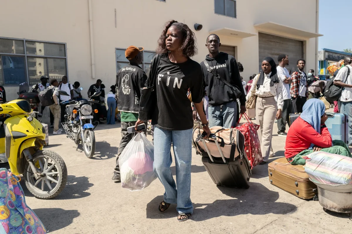 Senegal! D’importantes violences policières ont secoué le campus de la plus grande université du Sénégal, Décès de l’étudiant Abdoulaye Ba après de violents affrontements à l’UCAD, Affaire des réseaux homosexuels : les principaux mis en cause placés sous mandat de dépôt Pape Cheikh Diallo craque et lance « Je ne suis pas un bandit », Keur Massar : douze personnes interpellées pour association de malfaiteurs et transmission volontaire du VIH, Quatorze (14) individus déférés pour pédophilie en bande organisée proxénétisme viol commis sur mineurs, Trafic de drogue : 872 kg de chanvre indien d’une contrevaleur de 60 millions FCFA saisis dans les îles du Saloum, Lutte contre la délinquance : un réseau Qnet démantelé à Keur Massar, Lutte contre l’exploitation illégale des ressources minières : des sites d’orpaillage clandestin démantelés à Séguéko dans la commune de Bembou à Saraya, Affaire Keur Yeurmandé : Ndella Madior Diouf attendue à la barre ce mardi 10 février, Affaire Ndella Madior Diouf : Le procès renvoyé au 24 mars 2026 dans un scandale de négligence et de trafic de nourrissons, Drame évité de justesse : Une pirogue de plus de 100 personnes abandonnées par leurs convoyeurs dans une pirogue en mer ont été sauvés, Chavirement de pirogue à Bettenty : Une plaie béante huit ans après le drame, Meurtres et tortures sur un bateau de migrants sénégalais : 19 suspects arrêtés en Espagne, Affaire Waly Seck : 5 milliards F CFA suspects la confession de l’homme d’affaires arrêté