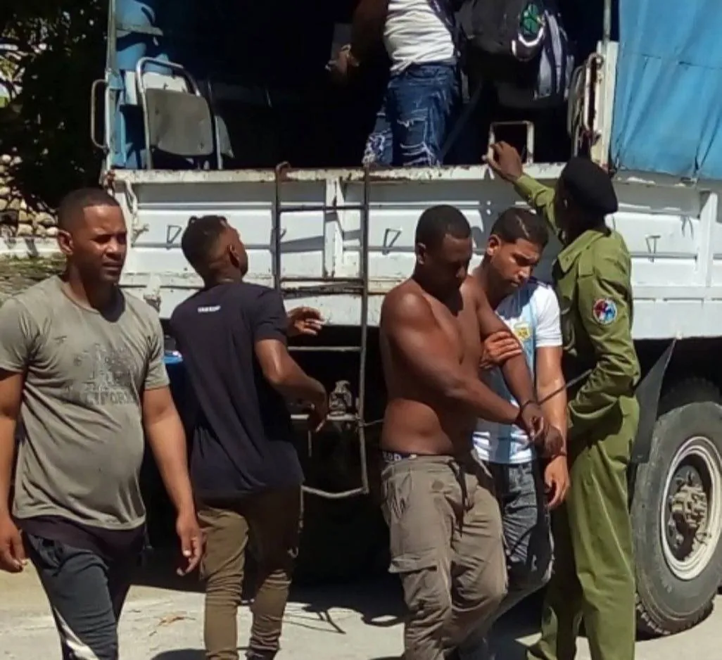 密码保护：Cuba! 2025 Detienen en Guantánamo a grupo de estafadores que supuestamente vendían dólares en las redes sociales, Assata Shakur sought by FBI for 1973 murder of New Jersey trooper dies in Cuba, Convicted cop killer Assata Shakur an FBI Most Wanted terrorist dead in Cuba, Assata Shakur wanted Black Liberation Army member dies at 78 in Cuba, Vecinos de Reparto Bahía detienen a un asaltante en La Habana, Oficialismo asegura que el asesinato de un anciano en Holguín fue por “problemas personales y pasionales”, Brutal asesinato en Holguín sacude a la comunidad, Una estudiante de Medicina es asesinada por su pareja en Santiago de Cuba, Hermanas manifestantes del 11J corren riesgo inminente de ser deportadas, Fiscalía habla sobre el robo de leche en polvo para niños y balitas de gas, Oficial de la PNR es apuñalada por su expareja en Camagüey, Joven de 19 años fallece tras lanzarse de un edificio en Camagüey, Ciudadanía captura a ladrones en La Habana, Aumentan un 18% las muertes por accidentes, La Policía captura al asesino de una joven en Sancti Spíritus, explosión hotel Saratoga, Asesinan a joven madre en Santiago de Cuba, Hombre habría muerto por sobredosis del químico en Marianao, Hombre ataca brutalmente a su pareja en Santiago de Cuba y luego se quita la vida, Anciano cubano enfrenta cargos por un delito grave en La Pequeña Habana