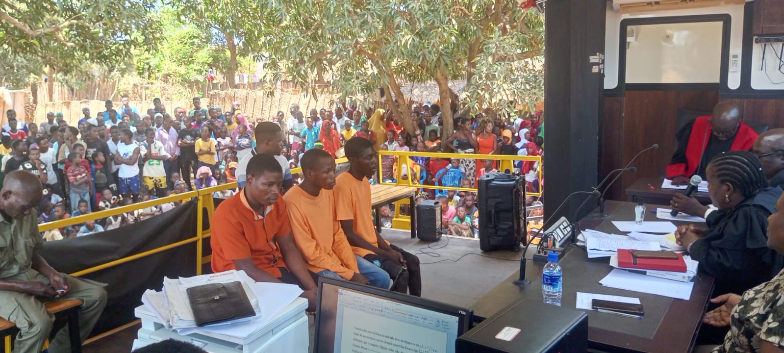 密码保护:Mozambique! 2025 Cerca de cem mulheres exigem devolução de dinheiro após alegada burla em vendas online, Filhos assassinam pai por alegada dívida de 1800 meticais em Bilene, Sofala: Três detidos da mesma família suspeitos de matar idoso em Chemba, Dez reclusos evadem-se da cadeia distrital de Rapale, Violador de sete menores apanha 24 anos de cadeia em Nampula, PRM desmantela quadrilha que aterrorizava residências e cometia crimes sexuais em Malema, Tribunal leva Justiça aos distritos de Nampula com julgamentos móveis, Mais de metade das meninas casam-se antes dos 18 anos no norte de Moçambique, Homem detido após matar ex-mulher grávida com martelo em Maputo, Polícia preocupada com o aumento de casos de suicídio em Inhambane, O Serviço Nacional de Investigação Criminal (SERNIC) deteve nesta sexta-feira dois indivíduos por transportarem ilegalmente somas avultadas de dinheiro. Estavam no interior de um avião no Aeroporto Internacional de Maputo e tinham como destino a China, Mais de 4.200 deslocados após ataques em três distritos de Cabo Delgado, Homem condenado a 20 anos de prisão por homicídio no bairro de Mavalane, Homem detido por assassinato da esposa por motivos passionais em Mandlakazi, polícias e homens-catana detidos por roubo, Suspeito de abusar repetidamente de criança de 8 anos detido em Pemba, Moçambicano detido no Malawi após tentar trocar 36 mil meticais falsos, Dois jovens detidos em Matola por posse ilegal de armas, Moçambique é o terceiro país com maior número de pessoas com HIV no mundo, Malfeitores abusam e matam menor de 15 anos em Sofala, Raptado filho de empresário chinês na Matola, Homem mata alegado amante da esposa após apanhá-los em flagrante, Mulher é encontrada morta após recusar relações sexuais com o namorado em Nampula, Mais um rapto ocorrido na cidade de Maputo, SERNIC apreende 287 quilos de metanfetamina em Sofala, detidos 11 indivíduos em conexão com roubo e assassinato de mototaxistas