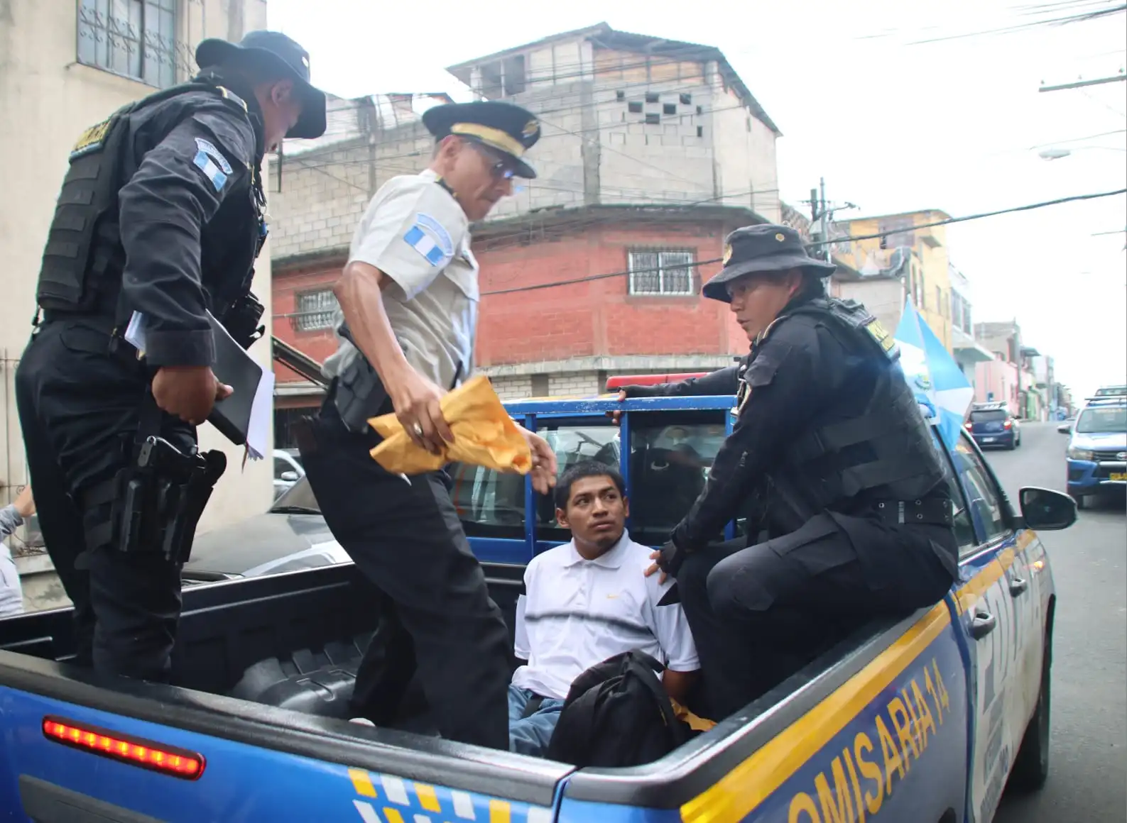 密码保护:Guatemala! 2025 Combate al crimen deja más de 44 mil capturados y estructuras desmanteladas en 2025, Capturan a sospechoso por la desaparición del menor Edgar Alvarado, Pandillero salvadoreño del “Barrio 18” es expulsado de Guatemala tras operativo de la PNC, Capturan a integrantes de “Los Taxistas del Viejo” que operaban en taxis para cometer crímenes, Ana Gabriela la mujer capturada por lavado de dinero en un residencial de San José Pinula, Cae alias “Taz” sicario de la mara salvatrucha detenido tras ataque armado en zona 7, Extraditable #26 capturado por vínculos al narcotráfico conocido como “Catracho” o “Crunchi” registra dos órdenes de captura con fines de extradición, PNC desbarata punto de venta drogas y captura a dos mujeres, PNC captura a 4 deportados por diferentes delitos, 4 personas que habían sido deportadas por Estados Unidos fueron detenidas a su arribo a Guatemala por equipos de DEIC-SAFE (Unidad Encargada de Localizar a Prófugos de la Justicia) en Guatemala, Capturan en Guatemala a comerciante sampedrano pedido en extradición por EEUU, El Ministerio Público de Guatemala informó a través de sus redes que coordinó con la Policía Nacional Civil la aprehensión con fines de extradición del ciudadano de nacionalidad china Wenshen Xu, PNC rescata a niña de 9 años secuestrada: sus captores pedían Q2 millones por liberarla, Presuntos secuestradores de niña en Chimaltenango fueron ligados a proceso penal, Seis exfuncionarios fueron condenados a 6-25 años por el incendio de 2017 en el Hogar Seguro, Allanamiento en zona 6 deja un marero salvadoreño expulsado que está entre los 100 más buscados en su país, Capturan a salvadoreño catalogado de los más buscados en su país, Capturan a ciudadano chino requerido por EE. UU. por delitos de narcotráfico, En la zona 5 ha sido recapturado Horacio “N” de 35 años sindicado del delito de Tráfico ilícito de personas