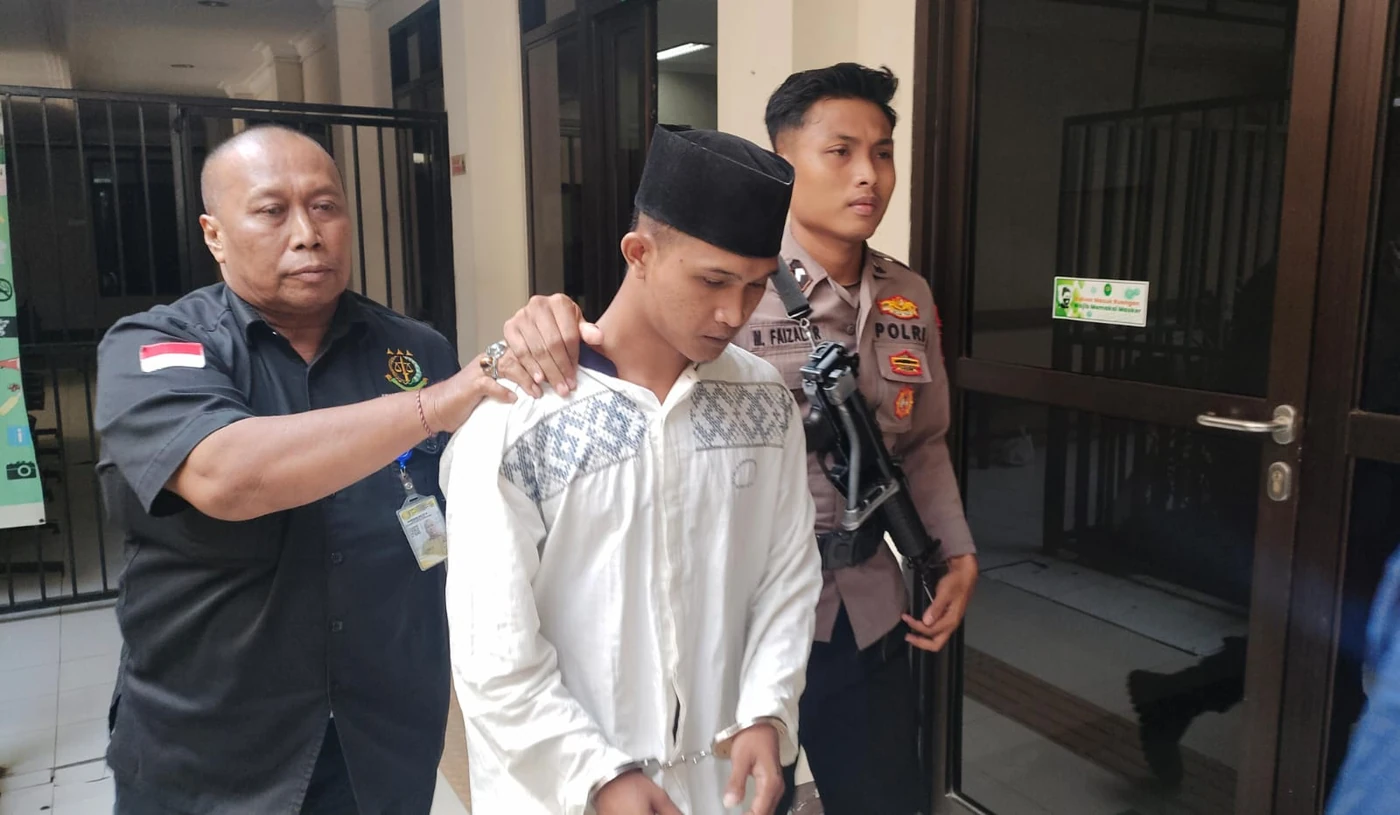 密码保护:Indonesia! 2025.7-12 Kabar Terbaru Ledakan SMAN 72 Terduga Pelaku Sudah Siuman, Tok! Pria Pembunuh Istri di Banyuanyar Divonis 14 Tahun 6 Bulan Penjara, Menguak Motif Ledakan di SMAN 72 Benarkah Pelaku Korban Bullying, Kronologi-Fakta Terkini Ledakan di SMAN 72 Kelapa Gading, Indonesia Pulangkan Dua Napi Kasus Narkoba Asal Inggris, Indonesia Serahkan 2 WNA Terpidana Mati Kasus Narkotika ke Pemerintah Inggris, British Woman on Death Row Leaves Indonesia After Repatriation Deal, Ini Tampang Suwarno Pembunuh-Perampok Mutmainah di Jombang, Satuan Narkoba Polrestabes Medan Tangkap Kurir Narkoba Jaringan Internasional 8 Kilogram Sabu dan Ribuan Pil Ekstasi Dista, Polsek Medan Area Tembak Pelaku Curi Puluhan Laptop di Jalan Tuba II Medan Denai, British grandmother on death row in Indonesia gets reprieve over a decade after drug conviction, Polisi Tangkap Dua Kurir Narkoba Antar Provinsi di Percut 2 Kg Sabu Diamankan, Polisi Tangkap Pengedar Narkotika di Jalan Suka Tani Medan Johor Sabu Sebanyak 95.81 Gram Dista, 34 Pria Bugil Diamankan Saat Pesta Seks Gay di Hotel Surabaya, Polisi Ringkus Dua Pengedar Ekstasi di Jalan Sei Bingai Medan Petisah, KDRT Terhadap ART di Sukajadi Naik Meja Hijau, Nenek 70 Tahunan Dituduh Aniaya Keponakan, Polisi Tangkap Seorang Pengedar Sabu di Jalan Denai Gang Sehat Medan, Polsek Medan Baru Ringkus Seorang Wanita Terduga Pelaku Penipuan dan Penggelapan Hp Android, Polda Sumut Bongkar Transaksi Ekstasi di Galaxy Hall & KTV Lima Tersangka Jalani Rekonstruksi, Polisi Ringkus Pelaku Curanmor di Cafe Kuphi Kawasan Medan Petisah, Polisi Tangkap Pengedar Pil Ekstasi di Jalan Cakrawati Medan Maimun, Mengerikan! Kasus Mutilasi di Surabaya Terungkap Dipicu Pertengkaran dan Tekanan Hidup, WN Singapura Didakwa Kasus Penempatan Ilegal PMI di Batam, Polisi Ringkus Seorang Wanita Pengedar Ratusan Pil H5 di Jalan Sei Belutu Medan, Polisi Tangkap Bandar Sabu di Jalan Pales V Medan Tuntungan, Polisi Tembak 3 Pelaku Bongkar Sekolah An- Nizam Medan, Polsek Medan Baru Gercep Ringkus Pelaku Pencurian di Kos-kosan, Nadiem Makarim jadi Tersangka Kasus Korupsi Pengadaan Chromebook, Nadiem Makarim Terjerat Chromebook KPK Lanjut Dalami Kasus Pengadaan Google Cloud, Kejagung Amankan Dokumen Kasus Korupsi Proyek Chromebook Nadiem Makarim, Banyak Info Hoaks Selama Kerusuhan Demo Meutya Hafid: Ada Upaya Terorganisir Manfaatkan Media Sosial untuk Memprovokasi, Kerusuhan di Makassar: Tiga Tewas Saat Massa Bakar Gedung DPRD Sulsel, Pembobol Toko Roti dan Bawa Brankas Uang ke Mangkubumi Medan Ditembak, Ultah ke-33 Otak Begal di Tangsel Dapat “Kado” Borgol dari Polisi Saat Tidur Pulas, Polrestabes Medan Gerebek Sarang Narkoba di Desa Durin Simbelang, Polisi Tangkap Pengedar Puluhan Inex di Jalan Sidomulyo Percut, Perempuan Jadi Kurir Narkoba Ditangkap Polisi Barang Bukti 1 Kg Sabu-Sabu, Polisi Tangkap Jambret Bercelurit yang Lukai Korban di Kota Pasuruan, Polisi Tangkap Dua Pelaku Curanmor di Warnet Kawasan Jalan Halat Medan, A US man goes on trial in Indonesia for allegedly selling porn videos online, Rekonstruksi Penembakan Warga Australia di Badung Bali Dijaga Ketat, Pemuda di Solo Lempar Tetangga Pakai Termos hingga Tewas, Warga Kropak Probolinggo Curi Ponsel Sopir yang Tertidur di Pinggir Jalan, Polisi Ringkus Dua Pengedar Sabu di Jalan Kenaga Sari Selayang, Mantan Suami Beberkan Peran Istrinya Dalam Penyelundupan Sabu Dari Malaysia ke Batam, Polisi Tangkap Pengedar Sabu di Jalan Mesjid Taufik Gang Serasi Medan Perjuangan, Polisi Tangkap Seorang Pengedar Sabu di Jalan Karantina Medan, Terbongkar Dalang dan Donatur Bisnis ‘Haram’ Jual Beli Bayi ke Singapura, Polrestabes Medan Tangkap Pengedar Sabu di Jalan Pamah Delitua, Dua Maling Motor yang Ditembak Polisi di Gending Divonis 11 Bulan dan 1 Tahun 6 Bulan, Polrestabes Medan Tangkap dan Tembak DPO Curanmor, Menantu Rampok dan Hajar Mertua yang Sedang Salat Subuh Demi Bayar Utang Judi, Polisi Ringkus Pengedar Sabu Kawasan Medan Perjuangan, Warga Wonorejo Bakar Motor Pencuri, Dua Sekawan Janda Curi Tas Berisi Rp20 Juta Milik Pedagang Pasar Baru, Polisi Ringkus Pelaku Curanmor di Kawasan Komplek Multatuli Medan