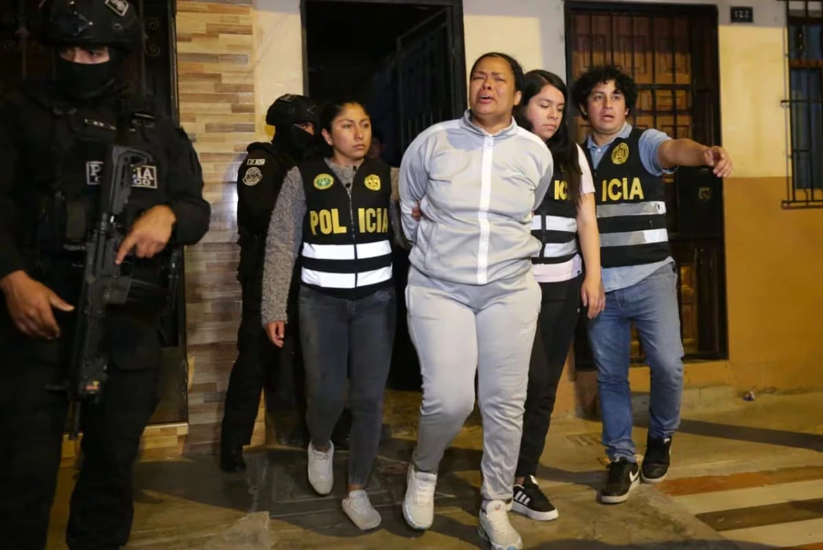 密码保护:Peru! 2025.7-12 ¡Horror en Junín! Hallan descuartizada y quemada a joven madre tras 7 días de búsqueda y su pareja confiesa el crimen, ¿Quién es el taxista borracho que intentó abusar de pasajera y arrolló a trabajadora? “A la cárcel”, El Mono fue capturado con rev0lv£r en mano. Hasta una vivienda en Caño Limón las autoridades capturaron a Edison Jaimes Angarita con un rev0lv£r, Extorsión en Lima y Callao: 42 criminales capturados en 27 días pero la impunidad sigue siendo el reto, Capturan a pareja que extorsionaba a mototaxistas y negocios en Comas, PNP detiene en Lima a ‘Chuki’ el asesino de una española que llevaba 15 años prófugo, PNP captura a banda ‘Los Injertos del Rímac’ quienes atacaron a obrero de construcción, Military and police patrol streets of Peru’s capital as state of emergency begins, Capturan a tres implicados en el crimen de madre e hija en Surcubamba Huancavelica, Comando Unificado desarticula mafia criminal vinculada a la minería ilegal en Pataz, Eduardo Mauricio Ruiz Sanz murió por una herida de bala durante la Marcha Nacional: todo lo que se sabe sobre su fallecimiento, El rapero Eduardo Ruiz Sáenz primera víctima de la represión del Gobierno interino de Perú, PNP confirma que un suboficial asesinó a Eduardo Ruiz durante marcha del 15 de octubre, Piden prisión preventiva de suboficiales PNP por muerte de Eduardo Ruiz, Atentado en concierto de Agua Marina en Chorrillos: confirman 5 heridos 4 músicos y un vendedor, Testigos narran momentos de terror durante atentado en concierto de Agua Marina: “Entramos en pánico y nos tiramos al suelo”, Chofer que cobró pasaje a policía relata momento del conflicto: “Me trató como delincuente perdió el control”, Chofer que cobró S/2 de pasaje a policía denuncia abuso: “Quieren meterme preso”, PNP evita la fuga de mujer extranjera cómplice de asesinato en Lima, Huánuco: PNP decomisa 220 kilos de marihuana y destruye laboratorios clandestinos, ¡En 24 horas! PNP captura a 181 requisitoriados en diversas regiones del país, Gobierno a través de la PNP captura a 148 requisitoriados en las últimas 24 horas, PNP desbarata búnker criminal en Los Olivos y captura a 147 personas vinculadas a red delictiva, Sentencian a 25 años de cárcel a integrantes de la banda “Los Sanguinarios de Punchana”, Delincuentes detonan con explosivos dos cajeros de financiera en Comas, Las operaciones policiales permitieron también la detención de más de 600 personas implicadas en diferentes delitos, En La Libertad caen bandas de extorsionadores que atemorizaban con explosivos a sus víctimas, Josimar Cabrera será extraditado a EE.UU. por el presunto homicidio de su esposa Sheylla Gutiérrez, Defensoría del Pueblo presenta amicus curiae en el caso de Betssy Chávez, Poder Judicial publica resolución que dicta 5 meses de prisión preventiva contra Martín Vizcarra, Peru has four former presidents in jail at the same time, Tragedia en Comas, Población venezolana lidera presencia extranjera en cárceles peruanas, Más de 600 menores desaparecieron en junio, Aprueban extradición de Miguel Antonio Rodríguez alias “Cuchillo”, Misteriosa desaparición de censista en Mollepata moviliza a INEI y PNP en plena jornada nacional, Wanda del Valle ‘La Bebecita del Crimen’ enfrentará juicio por sicariato contra coronel Revoredo, PNP desbarata red de tráfico de migrantes e interviene 38 extranjeros ilegales en frontera con Chile, PNP interviene bus con 40 extranjeros que pretendían ingresar al país de forma irregular, Cae red de extorsionadores gracias a la inteligencia operativa policial, PNP desarticula redes extorsivas Los Antitren II y Los Vaqueros en Lima, Feminicidio de Sheyla Cóndor, PNP captura a extorsionadores cuando pretendían atentar con dinamita un negocio en Independencia, 40 redes criminales son desarticuladas en operativos policiales a nivel nacional, Detienen a sujeto quien acuchillo a mascota en Ayacucho, Policía detiene a presuntos miembros de banda criminal dedicada a la extorsión, Piden prisión preventiva para conductor que embistió restaurante ‘El Charrúa’ en La Molina, Fiscalía investiga tentativa de homicidio en choque contra restaurante en La Molina, Dictan cadena perpetua para hombre de 34 años que abusó de su hijastra de 9 años, capturan a sujeto implicado en ataque a bus de empresa “Santa Catalina”