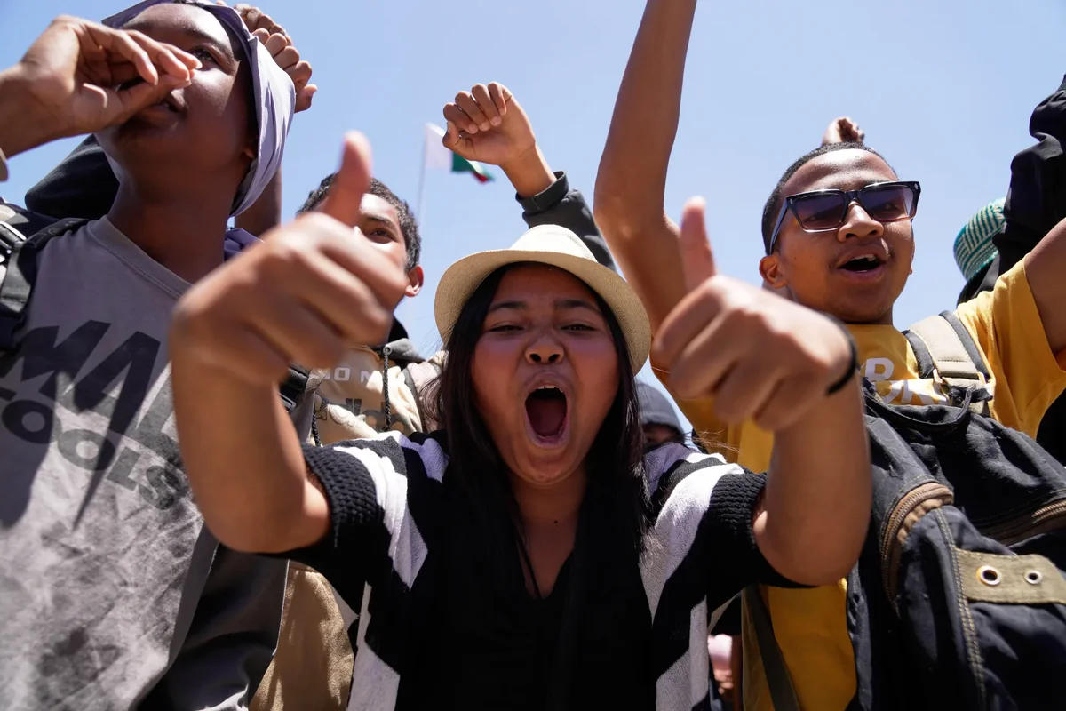 密码保护：Madagascar! Trafic d’espèces protégées : Un récidiviste sous les verrous à Moramanga, Itaosy : Un nourrisson jeté dans une décharge retrouvé in extremis vivant, A timeline of all the major events in Madagascar’s military coup, Détournement présumé au MEN : Sept suspects impliqués dans un réseau ciblant les salaires des enseignants, Tragédie à Marondry – Lynchage d’un présumé agresseur suite au meurtre d’une adolescente, Aferan-tsokatra goavana 646 isa, LAHY NANGALATRA VY 620 KG, mampivarahontsana tao Mampikony, Demonstrators protesting chronic electricity and water cuts confronting police officers in Antananarivo Madagascar on Tuesday, La justice condamne Da-Willy à la castration, Les autorités continuent d’écarter la piste du botulisme, Trois personnes placées en détention provisoire, Un anniversaire vire au drame, Perpétuité et castration chirurgicale pour le viol d’une enfant de 6 ans