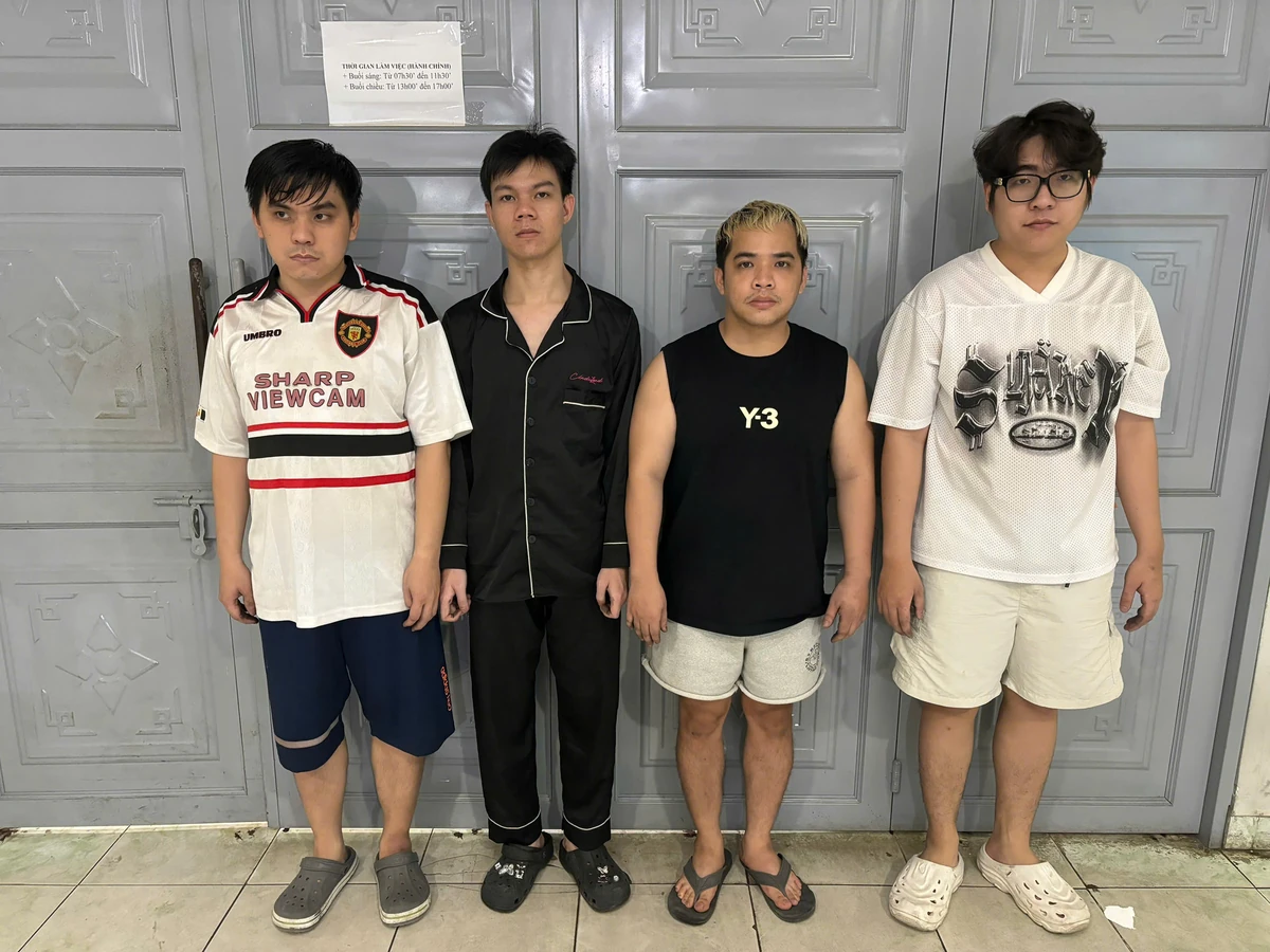 密码保护：Vietnam! 2025.10 bị cáo, Cán bộ ngân hàng vay 4.8 tỷ đồng của người dân rồi bỏ trốn, Bị cướp xe máy khi giao dịch bán xe cho người lạ, Quảng Trị: Tạm giữ tài xế bán tải hành hung người đâm liên tiếp xe taxi giữa đường, Bắt chủ và nhân viên bar Destiny ở Thảo Điền, Nữ giám đốc trong vụ án Quân “xa lộ” bị bắt, Tạm giữ 2 đối tượng tổ chức sử dụng trái phép chất ma túy ở phường Bồng Sơn, Hình ảnh công an Việt Nam đột kích sào huyệt lừa đảo qua mạng hơn 300 tỉ đồng ở Campuchia, Phê chuẩn khởi tố ổ nhóm lừa đảo dưới hình thức “mua trả góp”, Bắt quả tang Trần Khắc Danh và 2 người đàn ông khác “làm điều mờ ám”, Ca sĩ Vũ Hà hầu tòa trong vụ án đánh bạc tại khách sạn Pullman, Dẫn giải các bị cáo trong vụ đánh bạc 106 triệu USD tại khách sạn Pullman, Kẻ cướp giật tấn công 2 người để tẩu thoát ở Đồng Tháp bị bắt, Tạm giữ 4 người nước ngoài nghi liên quan vụ giết người ở tỉnh biên giới Việt, Cảnh sát đột kích xưởng sản xuất cà phê giả, Cô gái thuê người nghiện đi tạt sơn nhà dân vì món nợ 5 triệu đồng, Lập khống hồ sơ mua xe trả góp để chiếm đoạt tiền công ty, Phát hiện “bí mật động trời” của Đỗ Thùy Dương Đỗ Trường Giang, Gia Lai: Cặp nam nữ giấu ma túy trong két nước bồn cầu nhà nghỉ, Khởi tố thêm 4 người trong đường dây lừa đảo 256 tỷ đồng ở Quảng Ninh, Công an Ninh Bình truy tìm cặp vợ chồng nghi mua bán trái phép vũ khí quân dụng, An Giang: Khởi tố 02 đối tượng buôn lậu xe gắn máy, Nhóm bác sĩ dỏm chuyên truyền nước cất vitamin… lừa hơn 17 tỉ đồng ở TP.HCM, Bắt cô gái trẻ lừa cụ ông 89 tuổi vào chòi vắng dùng vũ lực cướp tiền vàng, Đôi nam nữ đang ngủ trong nhà bị người đàn ông buộc cửa rồi đổ xăng đốt nhà, Bắt giữ đối tượng gọi điện thoại “vay tiền” người khác, Tìm 2 cô gái bị hành hung trong vụ gây rối ở Cầu Giấy Hà Nội, Tìm cách “chạy án” cho chồng người phụ nữ ở TPHCM bị lừa 2 tỷ đồng, Bị ‘càu nhàu thách thức’ người đàn ông ra tay sát hại vợ, “Tóm” đối tượng dùng mã tấu chém 2 người sau gần 11 giờ truy bắt ở Gia Lai, Thanh niên xăm trổ phá 5 két sắt để trộm tiền vàng, Nghệ An: Tạm giữ hình sự đối tượng lao xe ô tô vào cán bộ công an, Từ vụ buôn lậu nửa tấn vàng lộ sai phạm chấn động tại Công ty vàng Việt Nam, Người Trung Quốc trốn truy nã bị bắt tại Nha Trang, Khánh Hòa: Bàn giao nghi phạm Trung Quốc lừa đảo qua mạng, Đánh sập đường dây lừa đảo ‘kêu gọi đầu tư’ chiếm đoạt 140 tỷ đồng của hơn 1.000 người dân, Công an xã Yên Thủy làm rõ hành vi lừa đảo qua mạng với chiêu trò “làm bùa yêu cắt duyên”, Tìm cách ‘chạy án’ cho chồng người phụ nữ bị lừa 2 tỉ đồng, “Nữ quái” cầm đầu nhóm giang hồ xông vào phòng trọ chém 4 người, Chủ hụi online bị tố lừa đảo chiếm đoạt hàng trăm triệu đồng, Bắt cặp đôi sử dụng ma tuý “lộ” ra hành vi tàng trữ vũ khí, Bé gái bị cha dượng dùng búa bạo hành: Lời kể nghẹn ngào của nạn nhân, Bắt giữ cha dượng nghi bạo hành bé gái lớp 5, Người phụ nữ xinh đẹp kết hôn giả để chiếm đoạt tiền sính lễ, Khởi tố 3 đối tượng lừa đảo xuyên quốc gia với màn kịch “cô dâu bỏ trốn”, Tiếp nhận 48 công dân làm ‘việc nhẹ lương cao’ ở Campuchia về nước10, Nam thanh niên trộm ống đồng và dây điện trị giá khoảng 100 triệu đồng tại công trình xây dựng rồi mang bán phế liệu chỉ được 9 triệu đồng, Công an tỉnh An Giang truy nã Lư Văn Khung, Tá hỏa phát hiện người phụ nữ bán hàng tạp hóa bị sát hại ở nhà riêng, Bé gái 15 tuổi bị bạn nhậu hiếp dâm khi say, Khởi tố 2 đối tượng chuốc say rồi xâm hại thiếu nữ mới quen, Hối hận muộn màng của nam giáo viên truy sát bạn tình đồng tính ở TPHCM, Mâu thuẫn từ việc massage người đàn ông bị chém lìa bàn tay, Vụ án ‘gà lôi trắng’: Viện Kiểm sát thay đổi nội dung kháng nghị đề nghị miễn trách nhiệm hình sự với Thái Khắc Thành, Bắt tạm giam “bà trùm” lừa đảo bán thuốc chữa bệnh giả cho gần 1.000 dân nghèo miền núi, Đột kích quán karaoke “chui” ở Hà Nội bắt quả tang nhóm “bay lắc” xuyên đêm, Gia Lai: Tuyên phạt 7 bị cáo đánh bạc qua mạng Internet, Triệt phá nhóm ‘hô biến’ thịt trâu thành thịt bò Wagyu thượng hạng, Nhóm “siêu lừa” thực hiện thành công 30 vụ mua vàng thật bán vàng giả, 3 thanh niên từ Quảng Trị vào Hội An đột nhập nhà hàng tiệm vải trộm tiền, Cảnh sát thu 80 sổ đỏ khi khám nhà DJ Ngân 98, Án chung thân cho ‘ông trùm’ tự xưng là công an để lừa đảo, Bắt 5 người liên quan vụ khách hàng tử vong tại bệnh viện thẩm mỹ ở TPHCM, Khởi tố 4 đối tượng sản xuất thịt trâu giả thịt bò, Công an TPHCM: Ngân 98 la hét chống đối quyết liệt khi bị bắt, Dòng tiền từ hàng giả chảy vòng ra sao trước khi về túi Ngân 98, Công an công bố thông tin về vụ án tiền ảo AntEx của Shark Bình vào chiều nay, Khởi tố gã trai cho người phụ nữ vay lãi nặng đến 2.190%/năm, Gần 600 đối tượng trong vụ án Mr Pips sắp bị khởi tố, Bắt người đàn ông hai lần đốt rác trên sân thượng gây cháy lan sang nhà hàng xóm26, Nhiều quán karaoke ở Cần Thơ có hàng loạt vi phạm khi bị kiểm tra đột xuất, Hai thanh niên khai gây 7 vụ cướp giật trong 10 ngày ở Hải Phòng, Triệt phá đường dây buôn bán hàng giả quy mô “khủng” xuyên biên giới, Bắt giữ đối tượng tàng trữ hơn 500 viên ma túy tổng hợp tại Huế, Công an xã Đất Đỏ bắt quả tang đối tượng mua ma túy dạng nước về bán kiếm lời, Bắt đối tượng sát hại em họ do nghi ngờ bị “bỏ bùa”, Công an tìm được người phụ nữ cướp 140 tờ vé số của bé trai ở Tây Ninh, Bắt giữ 2 đối tượng mua bán người sang Trung Quốc, Bắc Ninh: Lừa đảo trên Facebook bằng chiêu cho thuê phòng trọ một đối tượng 20 tuổi ra đầu thú, Cựu cán bộ ngân hàng bị bắt sau 30 năm trốn truy nã, Từ “Phật sống” đến kẻ cưỡng dâm 7 phụ nữ ở TPHCM, Người đàn ông đâm thủng bụng hàng xóm vì 3 con vịt chết, Khởi tố nghịch tử dùng dao chém bố đẻ trọng thương, Khởi tố bắt tạm giam nhóm đối tượng đột nhập nhà dân trộm tiền vàng, Hai đôi nhân tình trộm 5 lượng vàng, Đem ma túy về nhà nghỉ cất giấu để bán kiếm lời 2 nam thanh niên trả giá đắt, Truy bắt thành công cặp đôi cướp giật dây chuyền trị giá 100 triệu đồng, Tóm gọn 2 siêu trộm “nhảy” hàng loạt xe trong đường dây trộm cắp xuyên Việt, Lùm xùm dự án tiền ảo AntEx: Công an điều xe tải chở nhiều thùng tài liệu ở công ty của Shark Bình, Chuyển hồ sơ vụ gần 6.000 đôi giày dép giả mạo nhãn hiệu nổi tiếng sang cơ quan công an, Vụ thanh niên dùng dao tấn công người tình tử vong trên vỉa hè: Khởi tố bắt tạm giam đối tượng, Công an phát hiện nhóm “Hội Thánh Đức Chúa Trời Mẹ” hoạt động trái phép, Đôi giày dính đất đỏ vạch trần Lê Sỹ Tùng sát hại 3 người ở Đồng Nai, Công an phường Cái Răng kịp thời phát hiện 09 đối tượng tổ chức sử dụng và tàng trữ trái phép chất ma túy, Nghi phạm sát hại nữ chủ quán cà phê ở Tây Ninh nhảy lầu, Triệt phá đường dây buôn lậu hàng gia công qua cửa khẩu ở Quảng Ninh, Hàng trăm người trốn trại cai nghiện ở An Giang công an truy bắt xuyên đêm, Bà chủ chuỗi nhà thuốc Mỹ Châu xin giảm nhẹ hình phạt, Hai mẹ con ở Hà Nội bất ngờ bị tấn công phải nhập viện, Bắt tạm giam ‘Thủy Tẹt Bé Nhỏ’ chuyên kêu gọi từ thiện để ‘móc túi’ nhà hảo tâm, Đối tượng đâm một phụ nữ tử vong trên đường đã ra đầu thú, Truy đuổi khiến nạn nhân ngã từ tầng 3 xuống đất nhóm “choai choai” lãnh án, Nữ kế toán doanh nghiệp môi trường vướng lao lý vì mua hoá đơn để hợp thức hoá hồ sơ, Bắt khẩn cấp nữ tiểu thương cùng 2 kẻ trộm chó ở TPHCM, Anh rể đánh em vợ chấn thương sọ não tại Gia Lai: Hệ lụy từ mâu thuẫn liên quan bản hợp đồng “cho tặng nhà đất”, “Trùm livestream” Hoàng Hường: Từ quảng cáo “nổ” đến loạt phát ngôn gây phẫn nộ, Đột kịch bar New Style Club ở phường Thái Bình hàng chục dân chơi ngang nhiên làm chuyện đáng xấu hổ, Khởi tố đối tượng Đường Trung Tình cầm đầu đường dây lừa đảo có trụ sở ở Campuchia, Hot girl Ly “Meo” bị truy nã, Cha dẫn con vào chùa ở TPHCM trộm tiền công đức, Bắt tạm giam “thầy giáo tạo vỏ bọc nhân ái” để chiếm đoạt tiền từ thiện, Xã Na Sầm (Lạng Sơn): Khám phá nhanh vụ cướp giật tài sản, Bắt thanh niên mặc quân phục giả danh công an để “tạo uy tín”, Bắt người phụ nữ bị truy nã đặc biệt nguy hiểm sau gần 10 tháng bỏ trốn, Thuê căn hộ cao cấp cho 10 gái bán dâm mỗi lần đi khách 1.5 triệu đồng, Phát hiện thi thể đang phân hủy trong phòng trọ, Hà Nội: Nam thanh niên ngáo đá nghĩ bị bắt cóc la hét đòi tự tử, Đà Nẵng: Bị đánh rồi dọa giết cả 2 con người vợ siết cổ chồng chết, Tạm giữ hình sự 2 đối tượng tổ chức sử dụng trái phép chất ma tuý trong quán Bar 9E Club, Trần tình cay đắng của các nạn nhân trở về từ “hang ổ” tội phạm lừa đảo, Á hậu Hà Linh lĩnh 18 năm tù vì lừa đảo chiếm đoạt tài sản, Hành trình truy bắt Đinh Sanh Kế trốn trại sau 30 năm lẩn trốn, Nước mắt hối hận sau những “cuộc vui” gây rối phố phường ở Đà Nẵng, Lừa đảo chiếm đoạt tài sản vợ chồng chủ tiệm vàng lãnh án 35 năm tù, Giám đốc Công ty TNHH Lý Tuấn chiếm đoạt tài sản ra sao, Công an Tp.Cần Thơ bắt nóng đối tượng gây ra nhiều vụ cướp giật táo tợn, Tìm bị hại trong vụ “bác sĩ rởm” ở Phòng khám Đa khoa Quốc tế Đà Nẵng