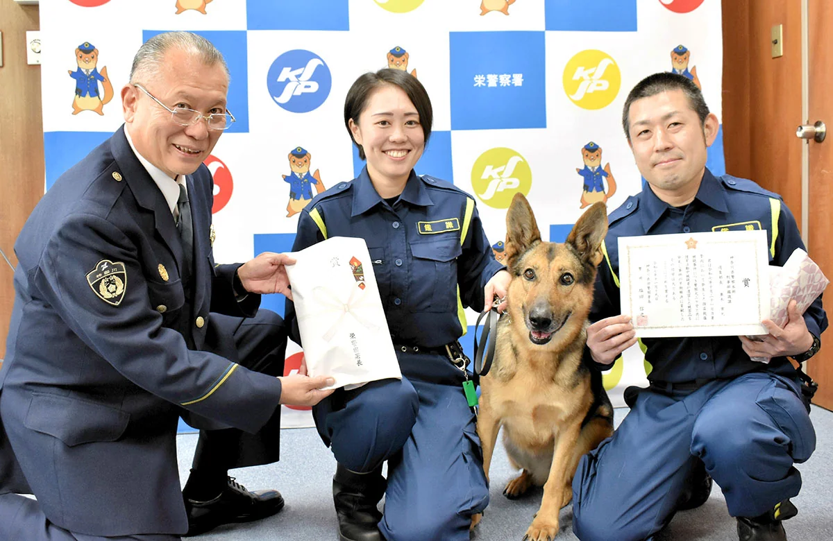 密码保护:Japan! 2025.11 車内に男女4人の遺体、練炭自殺か〜東京・あきる野市, バッグの中には“キャットフード” 窃盗で女(53)逮捕「生活費が足りなくなって…」 北海道, まだ冬眠していないクマに注意 橋の近くで1頭の目撃 長野・飯田市, 「子供にプレゼントするため」大阪府警の警察官が万引きか…41歳巡査長を逮捕 キャラクターのステッカーなど62点盗んだ疑い, 派遣型風俗店女性の裸など盗撮か 徳島県議の男を送検, 横浜で起きた強盗致傷事件の解決に貢献 お手柄警察犬「ニケ」7回目の表彰, 障害の娘 置き去りにして死亡させた母 2年8か月の実刑判決, 「不倫して妊娠させた。慰謝料が必要」息子名乗る男から電話 69歳女性が500万円詐欺被害 兵庫・三田, レントゲン撮影で患者女性にわいせつな行為…罪に問われた技師、無罪が確定 地検、期限までに控訴せず 裁判長「必要な行為であるとの疑い排斥できず」 技師「この判決が業界で役に立てば」, 「逮捕され母が泣いた」「使っていなければ結婚していたかも」…大麻歴20年以上、元売人の男性の後悔, 17歳男子高校生死亡…夜明けの国分町で傷害致死事件 酒に酔い口論から殴るなどして死亡させた罪に問われる2人の被告に判決は(仙台地裁), 未解決のまま25年 老人ホーム施設長殺害事件 目撃された不審な男 新たな似顔絵を公開 広島県警, 「お一人お一人を育てて行くことがモットー」茶道“合格証”偽造し123万円詐取の疑いで逮捕の女 他にも“被害者”, 「店で客に出した」豊洲市場でマグロの「カマ」など30キロ時価210円相当を窃盗か…中国籍の女(66)逮捕, 新潟駅周辺で自転車の盗難被害が相次ぐ ことしは盗難被害が多発 「ツーロック」の活用など鍵かけを《新潟》, 【事件の全貌】拒絶困難な年下の義理の姉に唇へのキス・胸を吸うなどのわいせつ行為 検察側「自己中心的かつ卑劣な犯行動機」拘禁刑2年を求刑【判決詳報】, 証券口座乗っ取り、中国人2人を相場操縦容疑などで逮捕…70万株売り抜け売却益860万円得たか, インバウンド(訪日客)や在日の中国人を相手に、日本人女性に売春させたとして、大阪の性風俗店が摘発された, 伊那強盗殺人事件で検察は「無期懲役」を求刑 被告の男は「どのような罰でも全て受け入れるつもり」, 中国から特殊詐欺電話、中国籍の男ら3人を詐欺容疑で再逮捕…勧誘した「かけ子」の案内役か, 「女性を見つけた瞬間に胸をもみたいという衝動にかられ…」路上で25歳女性に不同意わいせつ行為か 21歳土木作業員の男を逮捕, 茶道教室経営・麗扇会日本文化学院長の女(68)逮捕…「教授」資格に合格と弟子に嘘123万円詐取か 警視庁は余罪捜査, 中洲の飲食店で相次ぐ窃盗事件 防犯カメラに“店内を物色する人物”の姿が… 合鍵で侵入したか 警察が捜査【福岡発】, 【釧路湿原周辺のメガソーラー問題】大阪市の事業者「日本エコロジー」が”複数箇所”で12月上旬にも工事着手へ…キタサンショウウオなど市からの再調査要求には応じず再開か〈北海道釧路市〉, “インテル製”装い買取店から360万円詐取か…中国籍の男ら3人逮捕 都内の他の複数店舗でも同様被害950万円, SNSで知り合った女子中学生に性的暴行の疑い…24歳大学生を逮捕 横浜市の商業施設多目的トイレで犯行, 【解説】7棟に延焼拡大なぜ?専門家「工事用シートから窓に炎が…日本では今回のように燃え移らない」 香港高層住宅火災, 【速報】王将社長射殺事件”異例”の初公判「うちの大切なお父さんを殺して」法廷から叫び声相次ぎ一時休廷に ”殺人罪”なのに「裁判員裁判」行わず「防弾パネル」設置の厳重体制 被告は「無罪主張」, 【弁護側冒頭陳述】「捜査期間から見て排除すべき人物だが犯人ではない」「ジャンクサイエンスも冤罪の原因」冒頭陳述要旨から弁護側の主張を見る 王将社長射殺事件初公判, 「王将社長射殺事件」“最凶”暴力団の男の裁判始まる 事件から12年 自白や目撃証言なし「間接証拠」のみで「無罪もあり得る」と警察OB, 【所持金15円】店に約6時間半も居座り…カキフライセットなど約8000円分無銭飲食で女逮捕 札幌, 日本最大級「口座転売グループ」男女7人が再逮捕 転売された口座には詐欺被害金約100万円も, 「売春しなかったから」池袋ガールズバー店長逮捕…女性従業員をハンガーで殴り性的暴行、GPS監視の異常な支配, 【続報】時速70キロで赤信号の交差点に侵入か 逮捕の37歳男「神奈川に向かう途中…ぶつけて動かなくなった」 東京・足立区ひき逃げで11人死傷, オプションで性的サービスを提供 違法風俗店を営業した中国籍の女3人を逮捕, ガールズバーで無許可接待営業か 経営者の男逮捕 東京・千代田区, 不法残留容疑で中国籍の女を逮捕 クルーズ船の乗客として長崎港から入国, 「薬物犯罪の容疑者になっている」詐欺未遂の疑いで台湾籍の女を逮捕・福島, 勤務先出て事件に巻き込まれたか…三重県伊勢市で雑誌記者の24歳女性が行方不明となり27年 両親らが情報提供呼びかけ, 木下あいりちゃん殺害事件から20年 「事件を風化させない」冬の命日に咲くヒマワリに込めた思い, 王将社長射殺事件あす初公判、事件からまもなく12年も直接証拠乏しく 争点は「犯人性」, 事件前に服を着替えて犯行か…逃走途中に再び着替え 東京・赤坂女性刺傷事件, 「生活費に困っていた…」スーパーで牛乳などを盗んだ女(76)を逮捕 札幌市手稲区, 延岡市で男女3人の遺体が見つかった事件 現場から遺書のようなもの見つかる, 広島市の小1女児殺害20年、当時の捜査員「性被害を知り涙を我慢できなかった」, 「お受験殺人」ではなかった99年の2歳女児殺害事件 地元で「全く目立たなかった地味な子」はなぜ幼女の命を奪ったのか, 「最初に思い浮かぶのは変わり果てた娘」20歳の娘を殺害された父が語る”22年間の自責”と”消えない記憶”, 国際クルーズ船に戻らず…中国籍の女(54)を逮捕 長崎市内で発見 不法残留疑いに「黙秘」, 待ち伏せ、靴カバー 防犯カメラ「リレー捜査」で浮かんだ東京・赤坂女性刺傷事件の計画性, マレーシア 日本人14人を拘束 特殊詐欺事件に関与か, 「交際していたが円満に別れた」東京・赤坂の女性刺傷容疑で逮捕の43歳陸上自衛官、否認, 【三毛別ヒグマ事件から110年】事件の起きた苫前町では今も巨大ヒグマの出没が続く…先人の思いを継ぐハンターや悲劇の記憶を後世に伝える取り組みなど―クマとの共生を模索する町の姿〈北海道苫前町〉, 88歳男が好意を理由に60歳女性宅へ侵入か 「下の毛がほしい」不適切メモを残しストーカー容疑で再逮捕 容疑の一部を否認 兵庫・洲本市, 41歳無職の息子が両親殺害の疑いで再逮捕…容疑者は「30分前に家族3人を殺した」 と警察に自首_調べに対し「両親を殺した記憶はないが私だと思う」とおおむね容疑を認める, マッチングアプリで西麻布に誘い出し、ぼったくり疑い 男女3人逮捕, 「有料サイトの未納金がある」50代女性から2200万円詐取か 28歳会社役員ら男2人逮捕 詐欺450件…被害額15億円超, 落とし物のポーチに金塊…韓国から密輸疑いで男2人逮捕 1年半で日韓を200回以上も往復 組織的犯行の疑いで捜査, 交際男性の首をハサミで刺し死亡させた女に懲役12年判決 「感情任せに刺しても不自然ない」 中野タワマン傷害致死, 特殊詐欺グループ「ルフィ」で「かけ子」60代の男に懲役5年の実刑判決 大阪地裁「高度に組織的であり非常に巧妙できわめて悪質」, 殺人事件として捜査 延岡市の住宅で男女3人の遺体見つかる, 刻印偽造“金の延べ棒”詐欺事件で中国籍「調達役」の43歳男を逮捕 先週逮捕の中国籍男女8人に偽書類を渡し指示か, 塾帰りの女児をつけ回しスカートの中を盗撮疑い…25歳大学院生の男逮捕 スマホに数十人分の盗撮動画 余罪捜査, 吉川友梨さん行方不明から22年半 両親らが情報提供呼びかけ, 「声上げ続けなければ」若い世代が考える“拉致問題” 横田めぐみさんの弟・拓也さんが中高生へ講演「自分事と捉えて」新潟, ランドクルーザープラドなど高級SUV51台盗んだ疑いで3人逮捕, 「性欲を満たすために盗んでしまいました」コインランドリーで24歳女性の下着7枚を盗んだ疑い 27歳会社員の男を逮捕, 【未解決】「あなたの勇気が友梨さんの発見に」行方不明から22年半 情報提供呼びかけ 大阪府警, 逮捕の准教授、企業側に寄付金の申請手続き指示か 東大病院汚職、飲食接待も, 奄美大島・大和村 夜中の火災で住宅や倉庫が全焼 焼け跡に遺体 60代長男と連絡取れず, 埼玉県などの100件以上の窃盗事件に関与か…被害総額2000万円以上 ベトナム国籍の男女ら3つの犯行グループの計11人逮捕, 【54歳警部補を懲戒免職】「性欲を満たすため」20代知人女性に不同意性交した疑いで逮捕…捜査過程で同僚や消費者金融から“約900万円の借金&別の女性との不適切な交際”も判明〈北海道警〉, 特殊詐欺“受け子”した疑いで中国籍の男(32)逮捕 不法滞在容疑で逮捕され発覚「“楽して大金を稼げる”という募集見つけて応募した」, ミャンマー拠点の組織的特殊詐欺事件の「リクルーター」役の男に懲役4年の判決 名古屋地裁, 「私はスカートの中に手を入れ、下半身を触りました」夜の路上で17歳女子高校生にわいせつ行為か 59歳の男を逮捕, 祖父母殺害疑いの16歳少年を逆送 家裁「残忍非道で悪質な犯行」、刑事処分相当と判断, 転売で2千万円以上得たか 他人名義のカード情報で腕時計購入 容疑で中国籍の2人再逮捕, 大学生など15人死亡 軽井沢スキーバス転落事故 運行会社の社長らが二審でも「無罪」主張 一審で実刑判決 「予見可能性」が争点 東京高裁, 「胸ぐら掴んだが殴っていない」被告の男が法廷で改めて否認 仙台国分町で高校生が暴行死, 職場の同僚2人の「裏の顔」勤め先のトラックで水道局施設に乗り付け…アルミ板盗み1500万円荒稼ぎ 東京・世田谷区, 生後11ヵ月長女への “傷害致死” 母親「私がてんかん発作を起こし落としてしまったのかもしれない」 検察「落下事故で生じるとは考え難いケガ」 福岡地裁, 20歳女性を刃物で脅して性的暴行の疑い…28歳男を逮捕 犯行前にアパート周辺を2時間以上歩きまわったか 面識なく 埼玉・朝霞市, 連続50件窃盗か…住宅侵入し現金盗まれる被害が一晩で7件相次ぐ…半径100mほどの範囲内で 埼玉・久喜市, “遺体の男性を車に乗せた” 炎上した車から男性の遺体が見つかった事件 放火疑いで逮捕の男が話す, 介護士の資格で入国も無許可でスナック勤務 中国籍の女を容疑で逮捕, 金属買い取り大手の中国人社長逮捕 中国籍の男に不法就労助長した疑い、神奈川, 青森の住宅で夫婦刺され死亡、息子が「両親殺した」と110番通報し発覚, 容疑者の女“黙秘”は弁護士の指示?報道を気にして?被害者夫「私への恨みか…妻に報告できていない」 名古屋主婦殺害事件, 【宝塚クロスボウ殺傷事件】野津英滉被告の無期懲役判決が確定 検察側「控訴理由が見出せなかった」 検察・弁護側の双方控訴せず, 他人クレカでポケモンカード購入、「不正利用研究のため…」 容疑の高校2年生を逮捕, 浜松市の70代男性 SNSで投資詐欺 被害額は1億円あまり…相手と連絡が取れなくなって警察に相談 詐欺に気づく, 「殺人罪での起訴を」“自殺そそのかした罪”問われている占い師の女の初公判前に遺族側が大阪地検に申し入れ”指示が絶対で抗えなかった・コードで結びあい海に沈めあうように指示”は「殺人罪に当たる」, 「前を向いているだけで一歩も進んでいない」奈良小1女児殺害事件から21年 父親が手記公表 小学校では集会, 自殺を希望する妻の依頼を受けて殺害「痛みに苦しむ様子を見かねて」愛南の男に執行猶予判決【愛媛】, DV被害の相談件数1000件超 仙台市内で相談急増 電話相談「午後9時まで」延長 11月21日まで, あさま山荘事件で唯一の人質 牟田泰子さん死去, 72年2月19日に発生した事件で、河合楽器の保養所だったあさま山荘に猟銃や手製爆弾を持って侵入した連合赤軍メンバー5人に人質に取られた。立てこもりは10日間に及び、救出された。同28日に警察が強行突入した際に警察官2人が死亡し、突入前に民間人1人も犠牲になった, 千葉・松戸市男性刺殺で44歳男を逮捕 被害者と面識なく数分前に出くわしたか 凶器のナイフ「インターネットで買った」, 偽「ルイ・ヴィトン」と「ロレックス」を販売…中国籍の男女を逮捕 押収品約2700点を公開 島根県警大田警察署, 『生きていれば28歳、どんな人生を歩んでいたのだろう…』父親が心境 奈良・女児殺害事件21年, 60万円相当の銅線が入ったフレコンバッグ窃盗の容疑で2人逮捕…転売目的か, 東京・赤坂の切り付け事件、逃走の男は作業服着用か ライブ出演者とみられる女性が重傷, 「1人でやるしかないと思い詰めた」17日の判決を前に…老々介護の末に102歳の母親殺害した71歳の娘が法廷で語ったこと, 43歳女性が庭先に干していた下着3点がなくなる→自宅の防犯カメラに下着を盗む男の姿→67歳会社員の男を逮捕「日頃のストレスが溜まって…」, 「子供たちが親よりも長く生きることが一番の望みです」22年前に当時大学2年生の娘を殺害された男性が講演で訴える, 【横田めぐみさん拉致から48年】弟・拓也さん 「どうやってでも母とめぐみを抱き合わせてあげたい」 ブルーリボンバッジへの覚悟(上), 「マネーロンダリング目的」犯行か…“偽の刻印”入り金の延べ棒を売りさばき計95億円詐取容疑で中国籍8人逮捕 得た金の一部を暗号資産に, 「刃物で殺害した」放火容疑で逮捕の浜田達也容疑者(37) 西名阪道 炎上の車から遺体 大阪・柏原市, 木原官房長官「理不尽で許せず」 めぐみさん拉致、新潟の現場視察, 横田めぐみさん拉致から48年…木原官房長官が新潟市内の現場を視察「私が最後の拉致問題担当大臣に…強い覚悟を持って取り組む」, 九州大学大学院生(26)の男逮捕 女子大学生宅に侵入し小型カメラ設置か 「全く心当たりがない」と容疑否認 福岡市, 「やっぱり安福だった」逮捕直前に容疑者を“当ててしまった”被害者の夫・高羽悟さん 「“執念”とかじゃない」26年を振り返る 名古屋主婦殺害事件, 「窓ガラスが割られ、室内が荒らされた」…住宅から現金など盗まれる被害が8件相次ぐ 埼玉・久喜と東松山 犯行手口が似ており、半径約15キロ圏内 同一犯の可能性も視野に捜査, 「触りたい気持ちを抑えられず触った」地下鉄の車内で20代女性の背後から体を触った疑い…76歳ワイセツ男を逮捕…5月と6月にも地下鉄チカン行為で逮捕〈北海道札幌市〉, 「いくばい」「3,2,1」ポケカ強盗の一部始終…約2分で被害総額250万円 フードや帽子にマスクの3人組が無人販売店に侵入, 大崎市の高齢男性暴行事件 地検が強盗致傷から傷害へ切り替え起訴〈宮城〉, 「執拗で強固な殺意」「自己保身のための身勝手な犯行」 共同経営者の男性を殺害 男に懲役16年判決 控訴しない方針, オーバードーズで女子高校生死亡「幼稚で浅はかな犯行」重過失致死などの罪に問われた27歳被告に懲役2年4カ月の実刑判決 大阪地裁, 「モバイルオーダー」で虚偽の決済情報送信、弁当や総菜184点詐取 容疑の男逮捕, サッカー日本代表・中村敬斗選手にストーカー行為か 複数回性的なメッセージなど送ったとして65歳女を逮捕~千葉県警, 360万円入金し返金されない男性も…違法な株式勧誘事件 容疑者3人の詐欺容疑での立件も視野に捜査, “偽の刻印”入り金の延べ棒で計95億円詐取か 中国籍の8人を正規品と偽り販売し現金詐取の疑いで逮捕, 偽刻印の金の延べ棒販売か 8人逮捕 マネーロンダリング疑いも, 「女性は家庭に入るべき」などと被害者の夫が話したと主張 26年前の主婦殺害事件で逮捕の女 夫は「心当たりない」, 逮捕の69歳女は地域で“消えた存在”…名古屋の主婦殺害事件から26年 被害者の夫「遺族への誠意を期待したが…」, 黙秘前に安福容疑者「悟さんの女性や子育てに関する考えが嫌いだった」と供述 被害者夫が反論「全く心当たりない」【名古屋主婦殺害】, 【保険金目的か?】3年前の放火事件で男3人を逮捕―借りていた建物に放火した疑い〈4階建てのビルと倉庫の一部が焼ける〉北海道紋別市, 中国人被告に「懲役2年6カ月執行猶予4年」判決…逃走行為は「責任回避のため」 埼玉・三郷市の小学生4人飲酒ひき逃げ, 不動産会社「ハナマサ」株券を偽造か…男女3人逮捕 元代表が「会社を乗っ取られそう」と相談し発覚, 「きょう帰れないよ」面識ない男性を東京・渋谷区で監禁した疑い…41歳男ら逮捕 外国人使う犯罪グループ関与か, 「このチームの面倒見役だから」暴走族グループから現金徴収した疑い…神奈川県最大の暴走族集団「川崎宮軍団」のリーダーら逮捕, 名古屋女性殺害事件 容疑者逮捕後初の命日 女性の夫が心境語る, 安福久美子容疑者(69)は取り調べ拒否 名古屋主婦殺害 ビラ配りしない初めての命日 事件発生からきょうで26年 遺族・高羽悟さん「待ち続けた逮捕…でもすっきりしない」, “針金”で「サムターン回し」鍵開けマンション20代女性宅に侵入…現金盗んだ疑いで52歳男逮捕 同じ部屋に2回以上侵入「5~6件はやった」, 2度にわたり…線路に三角コーンや看板投げ込んだか「むしゃくしゃしてやった」54歳男を逮捕, 「道路にうつぶせで倒れたまま」父親は死亡 母親も背中にけが 父親を包丁で殺害しようとした疑いで43歳の息子を逮捕 福岡・那珂川市の住宅街, 金メッキの宝飾品を「金製」と偽り、リサイクル店に90万円で売却か 男女3人を詐欺容疑で逮捕, にせ物とみられる財布と腕時計2685点を押収 商標法違反の疑いで中国籍の男女を逮捕(島根・大田市), SNS型投資詐欺で計1740万円の被害 岩手県一関市の40代男女, 安福久美子容疑者(69)の約10年前の写真入手 当時50代 カメラにほほえむ女… 知人は「優しく明るい人だった」 26年前の名古屋主婦殺害事件, マッチングアプリで出会った女性をAVに 契約書不交付疑いで制作業者2人を逮捕, 京都の民家2棟にインドネシア国籍19人が生活 不法残留幇助疑いで同国籍の男を逮捕, 駐車場所めぐり口論…相手をボンネットに乗せて走行し振り落としたか 中国籍の38歳男を逮捕 しがみついて被害者自ら通報 三重・伊賀市, 知床遊覧船事故・社長の桂田被告側が初公判で無罪主張…入廷後は何度も頭下げ家族に謝罪 「事故を予測できたかどうか」検察側と弁護側は対立, “行方不明の息子と一緒に…” 船内で発見の上着身につけ法廷へ 事故から3年7か月…乗客家族の思い, “刃物男”に警察官2人が拳銃構える 元交際相手と金銭トラブルか…銃刀法違反・殺人予備などの疑いで藤林和宏容疑者(20)を送検, 【ススキノ首切断事件】田村瑠奈被告の母親・浩子被告の控訴審初公判…弁護側は改めて無罪主張検察側は控訴棄却を求め”5分”で結審判決は”2月19日”予定〈札幌市〉, 「最後の警告!開けて!」警察官が軽トラックを包囲 応じない運転手に窓をたたき割って身柄確保 アルミ缶約50本盗んだ疑いで77歳男を逮捕, 生後11か月の長女死亡 傷害致死の罪に問われた母親(29)「暴行ふるっていません」無罪主張 検察側「転倒は考えられない」, 余罪は“金塊4億円”…男5人逮捕 警察官装い70代男性から4600万円相当詐取か 正規取引の書類偽造し古物商に売却, 住宅侵入し催涙スプレー噴射 金品奪おうとしたか 男女3人逮捕, 実体ない会社への出資名目で不動産など詐取、高齢女性が約1億円被害 容疑で男女4人逮捕, 11年前、新潟県新発田市で20歳の女性をわいせつ目的で連れ去り、殺害した罪に問われた喜納尚吾被告について、最高裁判所は11日までに上告を退ける決定をし、無期懲役が確定することになりました, 「無職で自由気ままに生活したかったので、年金をだまし取った」父親の遺体が一部白骨化するまで自宅に放っておいた62歳息子_約4年にわたり年金をだまし取った疑いで再逮捕<北海道網走市>, 路上生活者が過去最少の557人に…最多の2004年8月の6731人と比べ10分の1以下 東京都, 「感情に任せ犯行」“老老介護”の末に首絞め…102歳母親“殺害”で71歳女に懲役8年求刑 弁護側「長期介護で疲弊」執行猶予求める, マニラ日本人2人射殺で警視庁が捜査員を現地派遣 首謀者特定に向け防犯カメラ確認や実行役のスマートフォン解析へ, 「自分がしたと聞いて驚いている」韓国籍の51歳男、路上で女子中学生を押し倒しわいせつ行為の疑いで逮捕 東京・江東区, 口論相手の男性をボンネットに…走行し振り落とす 殺人未遂容疑で中国籍のタクシー運転手逮捕も容疑否認, 【続報】「とにかく大きな声で叫んでいた」現場騒然 イオンモールの“刃物男”目撃者が証言 偽名使って来店予約しナイフ3本所持 福岡, 40年ぶりに再会した旧友から6億円以上をだまし取られた美容外科医…法廷で暴かれた「友情につけ込んだ」詐欺の手口とその経緯, 日本で拉致されカンボジアの詐欺拠点に監禁…命懸けで脱出した男性「命がいくつあっても足りない」 中国系犯罪組織が暗躍する廃墟だらけの街, 犯行に使われた”偽造運転免許証”公開 不正購入商品の受け取りに使用か 中国籍の男再逮捕 フィッシング詐欺グループの不正手口明らかに, 中国拠点の特殊詐欺に関与か 男女3人を詐欺未遂容疑で逮捕, 女性会社役員が投資詐欺で1億円超被害 LINEグループで株への投資勧められ 愛知, 老人ホームで殺人未遂疑い、入所の女性が重体 「殺そうとした」施設に住む81歳男逮捕, 「身近にいる児童に魅力感じた」 勤務先の児童にわいせつ行為、容疑で小学校教諭の男逮捕, 「マネープリーズ」20代女性宅に押し入り、現金奪ったか 24歳男を逮捕, 東京都内の1545事業場で違法な時間外労働 前年度より1割以上増加 東京労働局 1カ月あたり227時間の時間外・休日労働のケースも, 実在する数十人の名前を使って虚偽申請「障害者向け就労支援事業所」が実態のない就労支援で“1億円超”札幌市などからだまし取る―容疑者3人送検―実態解明へ〈北海道〉, 無施錠狙い? 亘理町の住宅侵入・現金1万円を盗んだ疑い 60歳男を逮捕 県南で類似被害40件〈宮城〉, イオンモールに“刃物男” 20歳の男を現行犯逮捕 「バッグの中に爆弾がある、押すぞ」などと警察を脅す 福岡・福津市, 名古屋 女性殺害事件の容疑者が一転黙秘, 警察官に包丁振りかざす…92歳の男を公務執行妨害容疑で逮捕 自宅で暴れ興奮状態で説得に応じず(鳥取), 「女装した不審者を確保した」女装をして長岡市内の病院の女子更衣室に侵入した疑いで無職の男(29)を逮捕 巡回中の病院関係者が発見, 「就寝中誰かに首刺された」 兄の首包丁で刺す殺人未遂容疑で男子中学生逮捕 トラブルか, 千葉 松戸 路上男性刺殺事件 男ともみ合い倒れる際刺されたか, 「少しずつ憎しみが…」「26年はかかりすぎ」被害者夫の訴え 名古屋主婦殺害事件 殺害現場は保存へ, 名古屋主婦殺人事件 安福久美子容疑者 同級生が語った 大人しい学生時代, 1通の遺書から始まった事件 冷凍庫に4年半以上も遺体を遺棄 裁判で明らかになった異様な親族関係 男らに下された判決は, 2歳長女に毛布かけて覆いかぶさり窒息死させたか 29歳母親を逮捕「ぐずって言うことを聞いてくれないいらだちからおさえつけた」, 知り合いの20代男性監禁し顔を殴るなどの暴行加えスマホ奪ったか 男女2人逮捕〈宮城県警〉, 「助けてくれる人思い浮かばず、殺すしかないと」老老介護の末に母親殺害 71歳女が被告人質問で語る, タイ国籍少女「旅券確認されたことない」人身取引の可能性も.“母親は台湾で収容” 台湾の出入境管理当局, 信じがたい『ロリ川柳』まで…教師の“盗撮共有グループ”最後の1人逮捕 チャットの内容明らかに「捕まらないように…」, 「現場の部屋は片付けないことに」妻を奪われ26年 容疑者逮捕を経ても夫が歩み続ける『DNAの“捜査活用”』への道, 埼玉・吉川市のアパートで泥酔女性に性的暴行し現金約60万円盗んだ疑い 県内の公立中学校教諭の男逮捕 犯行後4年以上勤務続ける, 置き去りにされた12歳少女の母(29)は台湾滞在…タイメディア「悲劇的な話」一斉に報じる タイ警察人身売買対策センターが捜査, 「盗撮一度もない」“7人目”逮捕の小学校教師の男(27)が供述翻す 逮捕前は「盗撮していた」と認める供述, 山形大学講師の男(34)逮捕…マンション2階のベランダに侵入した疑い・逃走も8時間後に逮捕, 「ほとんど出勤せず…1カ月で解雇」逆恨みで元勤務先に侵入のハンマー男逮捕 頭部殴られた女性従業員は全治3カ月, 路上で女性を複数回殴り性的暴行の疑い…30歳の男逮捕 背後から近づいて引き倒したか「身に覚えはありません」と容疑を否認, 【13万円&たばこ1箱盗んだか】銃刀法違反で逮捕の男を“強盗容疑で再逮捕”―「金を出せ」コンビニで包丁突きつけ脅す→40分後に駅前で包丁所持で現行犯逮捕<北海道深川市>, 「パチンコの資金を残したくて盗みました」クロワッサン2袋とレジ袋を万引した75歳男を逮捕逮捕時の所持金は約5万円…店の警備員が一部始終を目撃し店の外に出たところで確保〈北海道釧路市〉, 【4人目の逮捕】札幌市で高級腕時計などを盗み店員にけがを負わせた強盗傷害事件…24歳無職の男を逮捕すでに逮捕された男3人とは面識ありか<北海道札幌市>, 東京 上野 店で高級腕時計を窃盗か 21歳容疑者と中学生を逮捕, 大阪「中国朝市」で廃油まじりの汚水を路上に流す 容疑で中国籍30代男2人を書類送検, <身勝手な動機>出産したばかりの赤ちゃんを殺害し遺体遺棄…26歳女に懲役6年の実刑判決―函館地裁は「赤ちゃんの存在を不都合と考えていたと推認」「同種事案と比較しても悪質」, 闇バイト強盗事件実行役の男に懲役10年の判決「主体的に犯行に加担」 国分寺市と所沢市の住宅に押し入り900万円強奪, 青葉区で10代女性に風俗店を紹介 名古屋の男3人を逮捕・送検 国分町客引きグループと関係か〈仙台市〉, 「銀行協会職員になりすまし」被害総額22億円?特殊詐欺グループトップら7人逮捕…外国人らに指示し収益管理か, 12歳少女を人身取引か…タイ人少女を“性的サービス”マッサージ店に母が置き去り…働かせた経営者の男(51)逮捕 「タイに帰りたい」 東京・文京区, 26年前の名古屋主婦殺害、安福久美子容疑者は被害女性の夫不在の日を把握か 5カ月前のOB会で「週末も出勤」と会話…事件は土曜に発生, 安福久美子容疑者…近所付き合い見られず 世間と距離を置いた26年 引っ越し時に挨拶「花を大事に」【名古屋主婦殺害事件】, 同窓会機に嫉妬?専門家「かなりまれな事件」名古屋主婦殺害, 26年間なぜ逃げ続けられた?時効撤廃で逮捕された安福久美子容疑者(69) 未解決事件が急展開 名古屋・西区主婦殺害「逮捕がゴールではない」元埼玉県警捜査一課・佐々木成三氏の分析, 「なぜ奈美子だったのか」、26年目での殺害容疑者逮捕に夫は「動機が解明された時にこそ…」, 「お前なめすぎやろ」「家凸ったろかまじ」 売掛金回収を迫った21歳ホスト逮捕 女性客は位置情報で監視されパパ活や性風俗店で働くなどして借金を返していた 名古屋, 女性追いかけ回し“ハンマー”で複数回殴る…元従業員の男を現行犯逮捕「会社とのトラブルがあった」 事務所内でパソコンなども破壊, 被害額は3.5億円か…高級車窃盗グループ“主犯格”の男逮捕 「CANインベーダー」使う手口 他にも関与した人物いるか, 過激派組織・中核派の活動家で62歳の男を逮捕 メンバーと打ち合わせの際に通勤定期を使い“キセル乗車”の疑い, 85歳女性強盗殺人事件 被告の男「金品を奪うために殺害したわけではない」 初公判で起訴内容の一部を否認 争点は「殺意が発生した時期と経緯、殺害の目的」, 介護疲れで…妻の首をビニールひもで絞めた殺人未遂の男の初公判「間違いありません」起訴内容を認める, 「老老介護」殺人で初公判 71歳娘が102歳母親を殺害した罪 被告「見放された気持ちに…殺害を決意」, 生後4カ月の男児うつぶせ寝で死亡、元保育施設長ら罪認める 東京地裁で初公判, 交流サイト(SNS)で知り合った女性から投資名目で計20万円をだまし取ったとして、香川県警丸亀署は5日、詐欺の疑いで陸上自衛隊高知駐屯地第50普通科連隊の陸士長、野村悠人容疑者(23)=高知県香南市=を再逮捕した, 不正に口座開設疑いでベトナム人6人再逮捕 ベトナムで現金引き出しか 神奈川県警など, 勤務する会社の倉庫で拳銃2丁を所持したとして、警視庁多摩中央署は5日、銃刀法違反(複数所持)の疑いで、中国籍で大阪府泉佐野市の男性会社員(29)を書類送検した。署によると、見た目はおもちゃのようだが、本物の拳銃と同様に殺傷能力を持つ玩具銃とみられる, 特殊詐欺グループに金融機関の口座情報を提供したとして、警察庁サイバー特別捜査部と愛知県警など10道県警の合同捜査本部は5日までに、犯罪収益移転防止法違反の疑いで、20~30代の7人を再逮捕し、埼玉県川越市の高校3年の男(18)を逮捕した, 「逆らうとまた殴られる恐怖」女性を強制的に働かせたか ガールズバー店長の男らを再逮捕, 安福久美子容疑者“凶器の刃物は処分した” 26年前の主婦殺害事件…当時手にけがも受診せず 捜査を免れようとしたか, 「親権取られるくらいなら娘を殺して自分も死のうと…」東京・世田谷区のマンションで生後3カ月娘を刃物で殺害か 28歳母逮捕, 特定外来生物「ウシガエル」など無許可取引か 中国系食材販売会社の代表ら書類送検, 駅のベンチに座っていた女子高校生2人の手を握ったり、太ももや胸を触った疑いで堺市立小学校の教師・島津裕行容疑者(33)が不同意わいせつの疑いで逮捕されました, 未解決事件 八田與一容疑者直近1か月間に210件の情報提供 11月は捜査強化月間「1日も早く検挙を」, 遺族「悔しい気持ちでいっぱい」車で突っ込み3人を死傷させた“危険運転”容疑の71歳男“過失運転致死傷”の罪で起訴, 自ら“凶器”持ち込み犯行か…現場の刃物使用の形跡なし 安福久美子容疑者(69)宅からも“刃物”見つからずすでに処分か 26年前の名古屋主婦殺害事件, 「ずっと“透明人間”みたいだった」26年経て逮捕された妻殺害の容疑者 夫が明かした事件5カ月前の女との記憶, 「捕まるのはいや」事件を隠し続けた安福久美子容疑者の“身勝手な理由” 遺族・夫が怒り「遺族はどれだけ苦しんできたか…」【名古屋主婦殺害事件】, 相談件数5年間で1・5倍 増える男性のDV被害 年上の妻に食事抜かれ栄養失調, マッチングアプリで知り合った女と待ち合わせた40代男性が車や現金奪われる 男女3人組は逃走, 軽自動車を運転中に自転車の男性をはねて重傷負わせ逃走か 88歳男を逮捕 防犯カメラ等の捜査で浮上も容疑を否認, 【執念】名古屋主婦殺害“夫の同級生” 安福久美子容疑者(69)逮捕 被害者夫「手紙やチョコをもらっていた」現場保存のために26年間借り続けたアパート, 「26年間、毎日不安」安福容疑者が新たな供述「事件発生日になると悩んで気持ち沈んだ」背景に被害者の夫への“何らかの感情”か 名古屋主婦殺害事件, 「何かに乗り上げたが人だとは思わず」ごみ収集車で自転車の男性をひき逃げか…56歳男を逮捕, 新東名死亡ひき逃げ事件で40歳男逮捕「新東名でものにぶつかった」1時間半後に自ら通報, “地面師”の男らを逮捕…仲介業者と所有者の息子になりすまし犯行か, 両親と姉の上半身中心に複数の刺し傷…殺人容疑で41歳男逮捕「家族3人を殺した」, 「26年間探し続けた犯人が捕まって良かったという報告できた」当時2歳の長男が心境語る 逮捕の女と被害女性は面識なしか 名古屋主婦殺害事件, 26年前に名古屋市西区で当時32歳の主婦が殺害された事件で、警察は1日、逮捕した69歳の女の容疑者を立ち会わせて現場のアパートで検証を行いました。警察は、被害者が襲われた状況など事件の詳しいいきさつを調べています, 26年前の名古屋主婦殺害事件 容疑者と被害者 面識なかったか, 押収された薬物は650万円相当 覚醒剤取締法違反と麻薬取締法違反容疑で男3人逮捕 薬物の袋にはグラム数書かれ営利目的か【熊本発】, 【殺人容疑で41歳男を逮捕】「30分前に家族3人を殺した」と警察に自首…“血の付いた刃物”を持ち警察署へ_家の中で男女3人死亡「3人をナイフで刺して殺した」容疑認める〈北海道札幌市北区〉, 石川コンビニ店長強盗殺人事件から15年 捜査員が情報提供呼びかけ「過去の話ではない」, 容疑者「おとなしい」「優しいお母さん」、自宅近くの住民驚き 26年前主婦殺害事件, DNA型“提出拒否”から一転…10月に任意の提出に応じていた安福久美子容疑者(69)今年に入り複数回任意で事情聴取 26年前の名古屋主婦殺害事件, 容疑者は被害者夫の「高校の同級生」26年前の名古屋主婦殺害事件で安福久美子容疑者(69)を逮捕 被害者夫「26年かかったけど…よかった」, 未解決のまま25年以上…1999年の32歳主婦殺害事件で69歳女を殺人容疑で逮捕「あっています」と認める