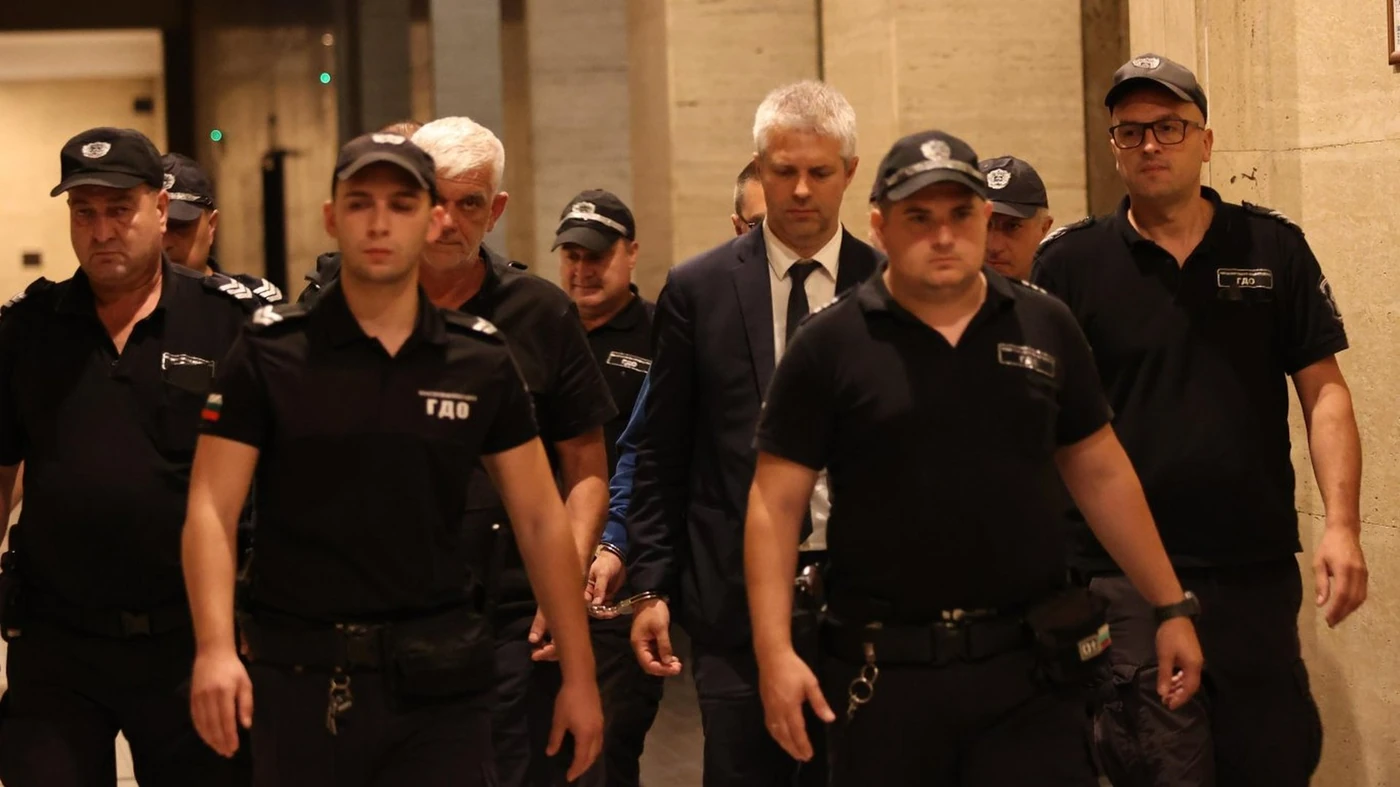 Bulgaria! Похитителят и отвлечената 21-годишна в Свиленград са имали интимни отношения, Кирил Петков пред съда за арестите на Борисов Горанов и Арнаудова – ключово заседание днес, Делото срещу Благомир Коцев е вече в съда, ГДБОП задържа 35 души при спецоперация срещу трафика на антики, Артефакти за 100 млн. € иззети в акцията срещу трафика на антики