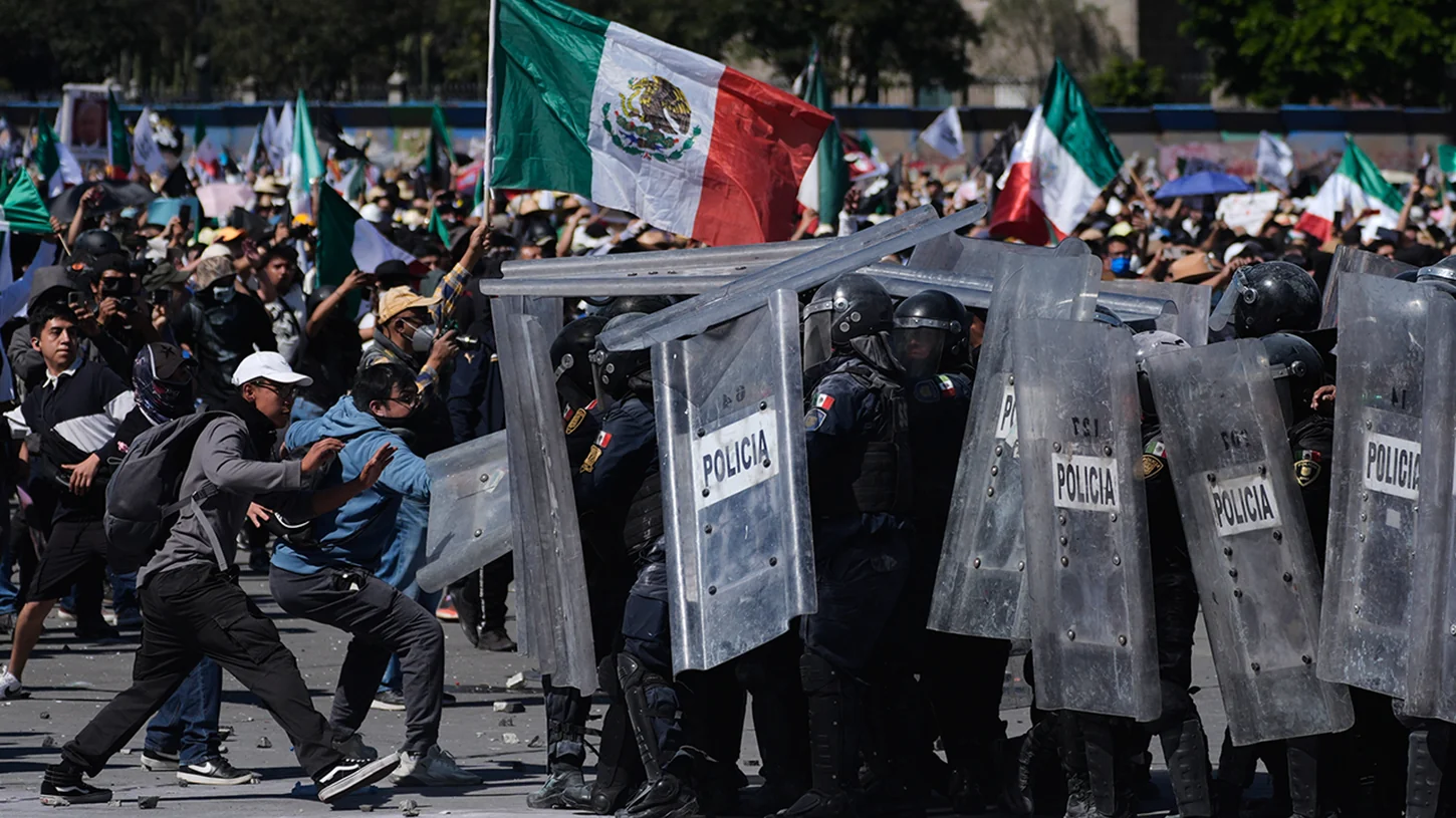 密码保护：Mexico! 2025.7-12 More than 100 officers injured as protesters attack police breach barrier at Mexico’s National Palace, Hay 20 detenidos y 60 policías lesionados tras violencia en Marcha Generación Z, ¿Quién es Jorge Antonio Sánchez Ortega? Exagente del Cisen señalado en caso Colosio, ¿Quién es Jorge Antonio Sánchez Ortega y cuál fue su papel en el caso Colosio, Mexico arrests a new suspect in 1994 assassination of a presidential candidate, Hombre entra al mar de Mazatlán en estado de ebriedad y pierde la vida, Matan a balazos a 3 mujeres por ajuste de cuentas, Caen secuestradores que asesinaron a hijo de empresario pese a pago, Identifican a Magdalena Pérez tras 11 años desaparecida. su cuerpo estuvo en el Semefo todo este tiempo, Siete ex policías municipales de NicolásRomero fueron sentenciados a 47 años y 6 meses de prisión luego de que la Fiscalía General de Justicia del Estado de México (FGJEM) logró acreditar ante la Autoridad Judicial su participación en el delito de homicidio, Organized crime believed involved in killing of popular Mexican mayor by teenage gunman, Detienen a sujeto tras denuncia por maltrato y agresión sexual contra una perrita, Extorsionadores de La Familia Michoacana sentenciados a 47 años de prisión en San Mateo Atenco, Lime growers’ leader in Mexico killed after denouncing cartel extortion, La lucha por atrapar a Brother Wang el capo chino del fentanilo. México intensifica las gestiones para capturar de vuelta a Zhi Dong Zang, Asegura SSC droga del Cártel de Tláhuac por 2.3 millones, Sentencian a dos por un homicidio en Ecatepec, A 8 años de violación múltiple Yanelli Velazco exige detener a los dos que faltan, La FiscalíaEdoméx obtuvo sentencia de condena de 20 años de prisión en contra de Carlos Castañeda Calzada y José Alfredo Arreola Galicia por haberse acreditado su responsabilidad penal en el delito de robo de vehículo con violencia en agravio de un chofer de taxi en el municipio de Zinacantepec, Lo sentencian a 18 años por robo con violencia a taxi en Nezahualcóyotl, La decepción y el estancamiento apagan de nuevo el caso Ayotzinapa, Caso Ayotzinapa, La marcha por los 11 años de la desaparición de los 43 normalistas de Ayotzinapa en imágenes, La jornada de protestas reúne en las calles de Ciudad de México a unas 4.000 personas, Liberan a Luis García Villagrán acusado por tráfico de migrantes, Hallan muerta a Geovanna Ramírez locutora de radio en Silao Guanajuato, Hombre termina con su vida frente a la tumba de su esposa en Tamaulipas, Pleito entre vecinos por tendederos termina con dos personas fallecidas y una detenida, Hombre le quitó la vida a su amigo tras mantener relación sentimental con su hija menor, Sujeto armado con navaja es detenido, De Caro Quintero hasta “La Tuta” y “El Cuini” esta es la lista de los 55 narcos mexicanos trasladados a EU, Israel Vallarta sale en libertad tras permanecer casi 20 años en prisión, Condenan a 47 años a homicidas en Nicolás Romero, Más de mil años de prisión se reparten cuatro m4t4 policías, FGJEM obtiene 4 sentencias por feminicidio y violencia de género en el Estado de México, Se fuga de prisión domiciliaria Zhi Dong Zhang, Joven desaparece tras viajar de Cancún a Guadalajara por oferta de trabajo, La FiscalíaEdoméx acreditó la responsabilidad de Daniel Hernández Sánchez, EdoMéx y fuerzas federales logran condena de 47 años a expolicías detenidos en Operación Enjambre, Atropella a niño y estuvo a nada de ser linchado en Colinas