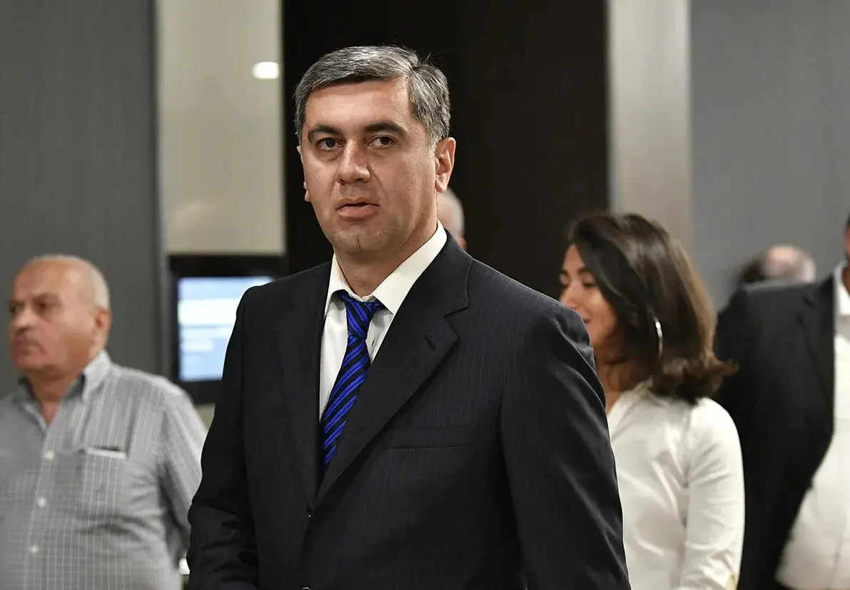 密码保护：Georgia! 2025 საია-მ 20 ივნისის საქმეზე დავა სტრასბურგის სასამართლოს დიდ პალატაში მოიგო, ჯუანშერ ბურჭულაძე და კიდევ ორი პირი სასამართლომ პატიმრობაში დატოვა, ბუტა რობაქიძის საქმეზე ირაკლი ოქრუაშვილს 7-წლიანი პატიმრობა მიესაჯა, ყოფილ შინაგან საქმეთა მინისტრ ირაკლი ოქრუაშვილს ბუტა რობაქიძის მკვლელობის საქმეზე 7-წლიანი პატიმრობა მიესაჯა, ზუგდიდში ახალგაზრდა ქალის მიმართ ძალადობის და მუქარის ფაქტზე დაკავებულ ქმარს და მამამთილს პროკურატურამ ბრალდება წარუდგინა, პროკურატურა 26 წლის მასწავლებლის გიგა ავალიანის გარდაცვალების საქმეზე განცხადებას ავრცელებს: „თუ გამოიკვეთება რომელიმე სხვა პირის პასუხისმგებლობის საფუძველი მოხდება შესაბამისი რეაგირება“, How British teenager Bella Culley’s dream holiday to Thailand turned into a prison nightmare in Georgia, ნარკოდანაშაულში ბრალდებული 19 წლის ბრიტანელი გოგო დარბაზიდან გათავისუფლდა – მას საპროცესო გაუფორმეს, ბრალდება წარედგინა პირს, რომელმაც ყვარელში ორი ძაღლი განსაკუთრებული სისასტიკით მოკლა – პროკურატურა, გამომძიებელი – ვიდეოს რომელშიც ზვიად ცეცხლაძე საუბრობს პოლიციისთვის ლურსმნების დაყრაზე და კვერცხების სროლაზე ხმა ჰქონდა ახლა რატომ არ აქვს არ ვიცი შეიძლება მერე დისკზე წაიშალა, პროკურორი მკლავჭიდელის საქმეზე – დაზარალებულის ოჯახს ბრალდებულის კანონის სიმკაცრით დასჯა სურს – გავითვალისწინეთ რომ ის 4 წლის შვილს მარტო ზრდის ასევე ბოდიშს იხდის და მზად არის აანაზღაუროს ზიანი, 4 ოქტომბერს თბილისში განვითარებულ მოვლენებთან დაკავშირებით კიდევ ერთი პირი დააკავეს – ჯამში დაკავებულია 46 პირი, которую родственники накануне похитили в Тбилиси, მუსიკოს ვანო თარხნიშვილის თქმით, ბაჩიაშვილი ეტლით გადაადგილდება, როდესაც მოწმე იბნეოდა და პასუხის გაცემა უჭირდა, 18 წლის გოგონა რომელიც ტროპიკული მოგზაურობიდან გაუჩინარდა, მკვლელობა ახმეტაში