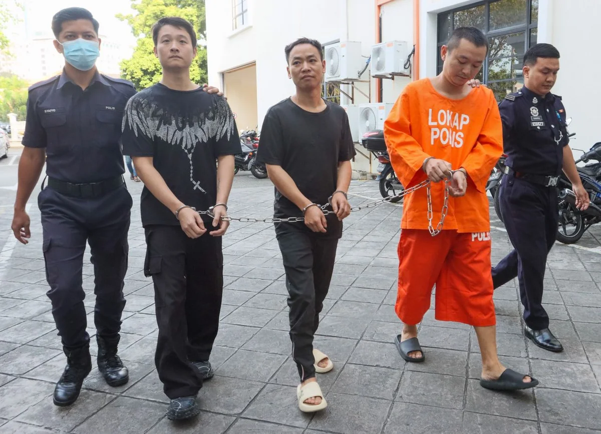 密码保护：Malaysia! 2025.7-12 Tiga warga China didakwa edar 26.025kg dadah, KRONOLOGI – Kes 1MDB dihadapi Najib, Seorang lelaki didakwa bunuh Suri Narudin, 1MDB: Najib dihukum penjara 15 tahun denda RM11.38 bilion, Sebutan semula kes mekanik dituduh bunuh budak 3 tahun ditetapkan 7 Januari, Seorang penganggur dihadapkan ke Mahkamah Majistret Bukit Mertajam di sini hari ini atas pertuduhan membunuh isterinya, Seorang penganggur hari ini dihadapkan ke Mahkamah Majistret di Perak atas pertuduhan membunuh seorang warga emas di sebuah rumah di Kampung Koh bulan lepas, Dua wanita didakwa menyamar pegawai polis untuk menipu, Halang tugas penjawat awam ‘Inspektor Sheila’ mengaku tidak bersalah, Namewee dilepaskan esok tiada kaitan kematian pempengaruh Taiwan, 5 warga China langgar syarat pas kerja tinggal lebih masa didenda, Pesawah penggal kepala abang ipar didakwa membunuh, Duda 70 tahun ditangkap khalwat dengan janda 30-an, Bicara kes salah guna kuasa, ubah wang haram Muhyiddin bermula 9 Mac 2026, Dijel lima tahun: Ibu Zayn Rayyan fail notis rayuan di Mahkamah Tinggi, Penoreh getah mengaku salah tetak anak saudara angkat, Dua rakan menyamar polis didenda RM5000, ‘Mahu keadilan buat ibu dan adik saya akan ‘fight’ sampai habis’ – anak Sariya, Wanita warga Thailand didakwa edar 1.7 kg kanabis, Pelajar Tingkatan Tiga hamil dirogol kenalan lelaki, Pemandu bas dipenjara 22 sebatan kerana amang seksual 5 pelajar, Mekanik didakwa atas tuduhan bunuh kanak-kanak tiga tahun, Suami isteri warga Indonesia mengaku salah aniaya kanak-kanak sehingga meninggal dunia, Lelaki Kemboja didakwa atas dua kesalahan pekerja syarikat penerbangan, Zara spoke about falling from the 3rd floor in April, Lelaki mengabaikan anak sehingga lemas didakwa, Tukang masak didenda RM6500 mengaku ajak wanita lakukan hubungan seks, Pelancong China didenda RM5000 hantar ugutan palsu bom dalam pesawat, Penjenayah penagih tegar berulang salah guna dadah kena tujuh tahun, Suami isteri kenalan wanita didakwa edar dadah, Bekas warden lepas bebas tuduhan amang seksual fizikal, Lelaki Vietnam dipenjara didakwa lima pertuduhan termasuk cuba cederakan bayi, Inkues Zara Qairina: Punca kematian Zara akibat kecederaan otak traumatik teruk, Wanita dekati Sultan Nazrin didakwa menggunakan kekerasan jenayah, Chegubard ditahan polis selepas video ceramahnya berunsur hasutan terhadap institusi diraja tular, Zara’s inquest to proceed as scheduled with new coroner, Guru didakwa buat kenyataan timbulkan kegentaran awam berhubung kematian Zara Qairina, Dua lelaki mengaku tidak bersalah merompak di Kuala Selangor, Pengasuh taska didakwa tidak buat pengawasan sepatutnya sehingga bayi maut, Pengasuh mengaku tidak bersalah sebabkan bayi maut di TASKA, Man jailed 5 years for torching JB city council tow truck, Bunuh kerat isteri dan anak tiri warga Singapura dipenjara 72 tahun 24 sebatan, Penuntut warga China sebabkan kecederaan lakukan cubaan bunuh diarah buat pemeriksaan psikiatri, Wanita mengamuk di Kajang dakwa tertekan duduk Malaysia, Lima remaja didakwa guna perkataan mencela terhadap Zara Qairina, Kes Zara Qairina: Lima remaja bawah umur didakwa Rabu ini, Inquest into Zara Qairina’s death must be expedited as questions mount, Kami menahan diri keluar kenyataan bedah siasat Zara Qairina, Zara Qairina’s remains reburied in Sipitang after eight-hour post-mortem, Pekerja kilang tak mengaku salah ceroboh masuk rumah Choii, Mohd. Amirul ketika hadir ke Mahkamah Majistret Shah Alam, Suspek kes bunuh wanita hamil didakwa edar 65kg dadah, Bekas pekerja kilang didakwa curi cip bernilai lebih RM1.15 juta, Rakaman suara tular perbualan Zara Qairina, Tawar khidmat urut dan seks jurusolek didenda RM4900, Anggota ‘Geng Upik’ edar dadah dipenjara 30 tahun, Masuk tanpa dokumen sah, pasangan suami isteri dihukum penjara enam bulan, Dua individu didakwa bunuh penuntut universiti di Cyberjaya, Pengarah syarikat mengaku tak bersalah pecah amanah RM150000, Empat termasuk dua wanita Vietnam dituduh edar, Kes dadah bernilai jutaan ringgit, Ejen pelaburan didakwa simpan dan sebar gambar lucah cikgu