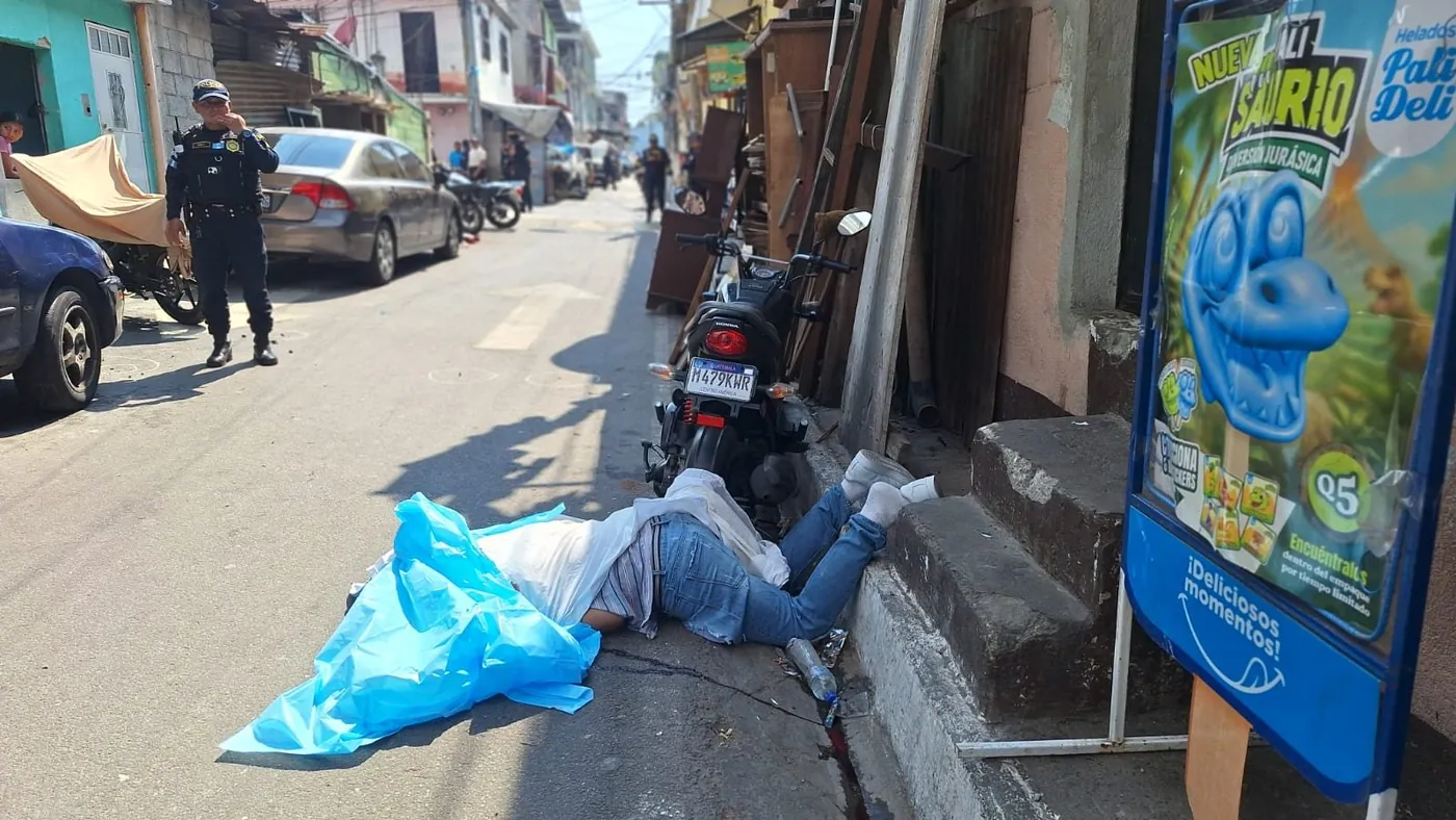 Guatemala! 2026 Guatemala ends emergency powers after a monthlong crackdown sparked by 10 police killings, Incautan droga valorada en Q20 mil durante operativo de Plan Centinela en Escuintla, En última semana de estado de sitio PNC captura a casi 1000 personas, Como parte de la Operación Centinela la Policía Nacional Civil capturó a un presunto distribuidor de droga en el kilómetro 35 de la antigua ruta de Palín Escuintla, Terroristas abatidos por PNC, Sin cárcel de máxima seguridad reos peligrosos terminan encerrados en furgones, Agentes antinarcóticos localizan otros dos contenedores con cocaína en Puerto Quetzal, La PNC libera a hombre que permanecía secuestrado en la zona 6 de Mixco, PNC retoma el control de la cárcel Renovación I, Capturan a terroristas y sicarios del barrio 18 responsables de ataque armado hoy, Nueve policías asesinados y se cuestiona la acción del MP, Autoridades reportan 7 agentes fallecidos y 10 heridos en ataques, Inmates in 3 Guatemalan prisons hold dozens of guards hostage, Dos terroristas de la mara 18 con pistola ilegal y municiones, PNC recaptura a peligroso sicario de la terrorista mara “18”, Capturados supuestos saqueadores de comercio, Sicarios terroristas del barrio 18 capturados por ataque armado donde fallecieron dos rivales terroristas de la mara salvatrucha, Capturan a presunto distribuidor de drogas que portaba más de 100 bolsas con piedras de crack en Escuintla, Capturan a hombre sospechoso del crimen contra su esposa e hija en Siquinalá, Tenía arresto domiciliario por extorsión y fue capturada en Amatitlán, Terroristas del barrio 18 capturados por herir de bala a dos hombres