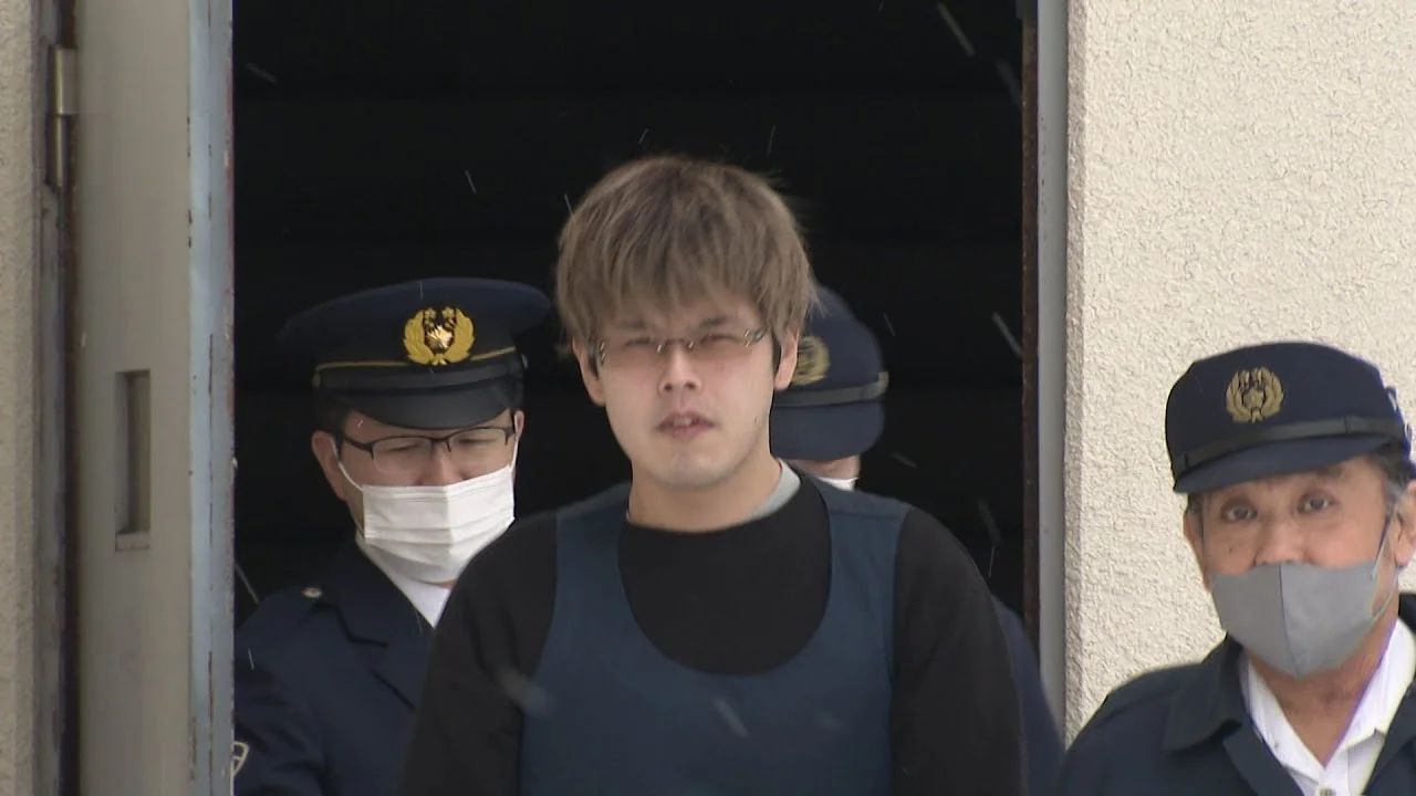 Japan! 2026 【壁の中に遺体】28歳女性殺害容疑の49歳男「交際関係を巡りトラブルになっている」事件前周囲に…犯行後約1.4キロ遺体を運んだか, 女性から別れ話切り出され…交際関係のもつれか 殺人容疑で自称自営業の45歳男を逮捕 遺体発見2日前には口論も 愛知・豊田市, 東京・上野の４億円強奪事件、羽田空港での１・９億円強盗未遂と関連か…さらにひき逃げ事件まで, 警察官になりすまし男性から金塊詐取か…約1億4000万円相当　受け子の39歳女を逮捕, 【現金やパソコンなど158点盗んだか】建設会社に侵入窃盗などで無職・宮越柚輝容疑者『再逮捕』＿2025年9月の手稲区ブランド店で強盗傷害容疑で既に逮捕〈北海道札幌市〉, “マチアプ”で出会った“IT関係”男はホストだった「将来の話をされ…」店で600万円請求　客引き容疑で逮捕, 名古屋の強盗殺人事件初公判 被告の女、起訴内容を一部否認, 四つんばいでガレージに侵入も防犯カメラに気づき“直立不動”…“開き直る”犯人　工具8点150万円相当を窃盗　東京・青梅市, 「真っ暗なトンネルにいる」“コロナ後遺症”に苦しむ19歳女性「友達や家族とお出かけしたい」「助けてください」　知事に現状訴え、支援拡充など要望, 盗んだ金でガールズバーへ…住居侵入・窃盗疑いで58歳男を逮捕 自宅から“盗品”320点見つかる 東京・中野区, 「犯罪グループにあなたの名前がある」2300万円詐取か…中国籍44歳の男逮捕 「日本語よく分からない」容疑否認, 「後ろから刃物で刺した」認める供述 待ち伏せの可能性も 姫路刺殺, 「金を代わりに売ってきて」女性にウソの話を持ちかけ2千万円騙し取ろうとしたか 中国人の男2人を逮捕, 2003年 前橋スナック銃乱射事件で4人殺害の小日向将人死刑囚（56）が死亡, 警察官装う特殊詐欺容疑、中国籍の男3人逮捕 被害金を移動させたか, 短期滞在のタイ人女性をホテルに派遣し売春あっせん…中国人グループ6人逮捕 ホテル1フロア借り3200万円売り上げか, 「実行役と同じ扱いには納得できない」埼玉・所沢市の闇バイト強盗事件“リクルーター役”が初公判で起訴内容否認, 東京 杉並区 切りつけ死傷事件 部屋のベッドが激しく焼ける, 東京 杉並区 2人殺傷事件 容疑者“コロナ禍以降仕事に就かず”, “総額0円や1円に決済改ざん”商品券423万円分詐取か…無職の23歳男逮捕 通販サイトで注文 金券ショップで現金300万円ほどに, 「カギどこにあります？」2人組“空き巣”の犯行一部始終…住宅に侵入し2階に直行 1週間ほどで2度目の被害に住人「怒りしかない」, 「関係性が濃密であるほど一気にストレスを解消しようとする衝動が強まる」壁の中に28歳女性看護師の遺体を遺棄…犯罪心理学者が読み解く「突発的犯行」の兆候と「平静装う」心理〈北海道日高町〉, 物流センターで同僚女性を中華包丁で殺害しようとした疑いで中国籍男（34）現行犯逮捕 別の男性も意識不明の重体…容疑者が襲ったか 千葉市, 睡眠導入剤など3000錠を自宅から押収…売りさばく目的で所持疑い 逮捕の2人「金ほしかった」余罪含め捜査, ブローカーか、タイ人の女逮捕 １２歳少女事件、児童福祉法違反容疑―警視庁, 「千葉君を忘れないで」未解決の京都精華大生刺殺事件から19年 恩師の漫画家呼びかけ, 軽井沢スキーバス事故から10年で追悼の祈り 大学生など15人死亡26人けが 実刑判決の運行会社社長ら2人無罪主張し控訴中, 被害女性、行方不明前日に「明日は彼氏と過ごす」 北海道の死体遺棄, “壁の中の遺体”はバー常連の28歳女性看護師と判明…遺棄容疑で逮捕のバー経営の男が死亡の経緯も知るか, カンボジアから強制送還の特殊詐欺グループ男女13人を逮捕 神奈川の60代女性から1100万円詐取の疑い, 「ボーナスを下げられた」逮捕の男が供述…不満募らせ犯行に及んだ可能性 大田区会社社長殺害事件, 介護疲れによる犯行か 88歳母親遺体で発見…顔にタオルかけ殺害しようとした疑いで60歳息子を逮捕 千葉・銚子市, 壁に遺体ある飲食店で“たこ焼きパーティー”開催か 逮捕された49歳店主に利用客「めっちゃ陽気でめっちゃ良いパパ…ショック」 北海道・日高町, 東京 社長殺害事件 逮捕の部下 “態度に意見しもみ合いに”, 「殺すつもりはなかった」会社社長の男性殺害容疑で営業部長の男（45）逮捕…2人は高校時代の同級生か「すごく短気な一面があった」東京・大田区, 逮捕の男「思い詰めることがあり遠くへ行こうと…」事件発覚後に新幹線で逃走図ろうとしたか 容疑者の母「真摯に罪を償ってほしい」東京・大田区, 被害者宅付近で待ち伏せか…帰宅する被害者をつけ回すような不審者確認できず アパート女性遺体遺棄容疑で住人の男（53）送検 埼玉・新座市, 「人の家に入るのが好き」無施錠の20代女性の部屋に侵入し現金など盗んだ疑いで韓国人の男逮捕 警視庁, 偽造した昭和天皇在位60年の一万円銀貨を両替疑い 中国籍男ら逮捕、グループの一員か, かけ子の一部は報酬月3000ドル…29人が逮捕されたカンボジア拠点の特殊詐欺事件 指示役の中国人夫婦が起訴内容認める, 路上で30代女性押し倒してバッグ奪いケガさせたかスリランカ人逮捕 30分前にも周辺で同様の被害 東京・渋谷区, 「風でスカートめくれないかと…」女子高校生のあと付け後ろから抱きついた疑いで男逮捕「やわらかい体の感触を味わいたくて」, 「児童買春は犯罪」プロレスラー・蝶野正洋さんが児童買春に警鐘 東京都と警視庁が動画を制作・公開, 「もうかる株に投資できるくじに当選…」SNS投資詐欺で40代男性から約4000万円詐取の疑い 61歳「受け子」の男を逮捕, 「食べるため」から「推すため」に　変わる令和の〝立ちんぼ〟事情、路上で埋める心の空白, 【未解決事件】「怒りはまだおさまっていない」妻の命奪われて23年 犯人逮捕へ「わずかな情報でも」街に立ち呼びかけ続ける夫, 茨城・水戸市ネイリスト女性（31）殺害 首に刺し傷 頭には多数の打撲あと 複数の凶器が使われた可能性, ロッキード事件50年 丸紅から5億円賄賂、「使途」のリスト入手, 【独自】西鉄ライオンズ・稲尾和久さんの監督ノート発見 「黒い霧事件」語られなかった背景などつづる