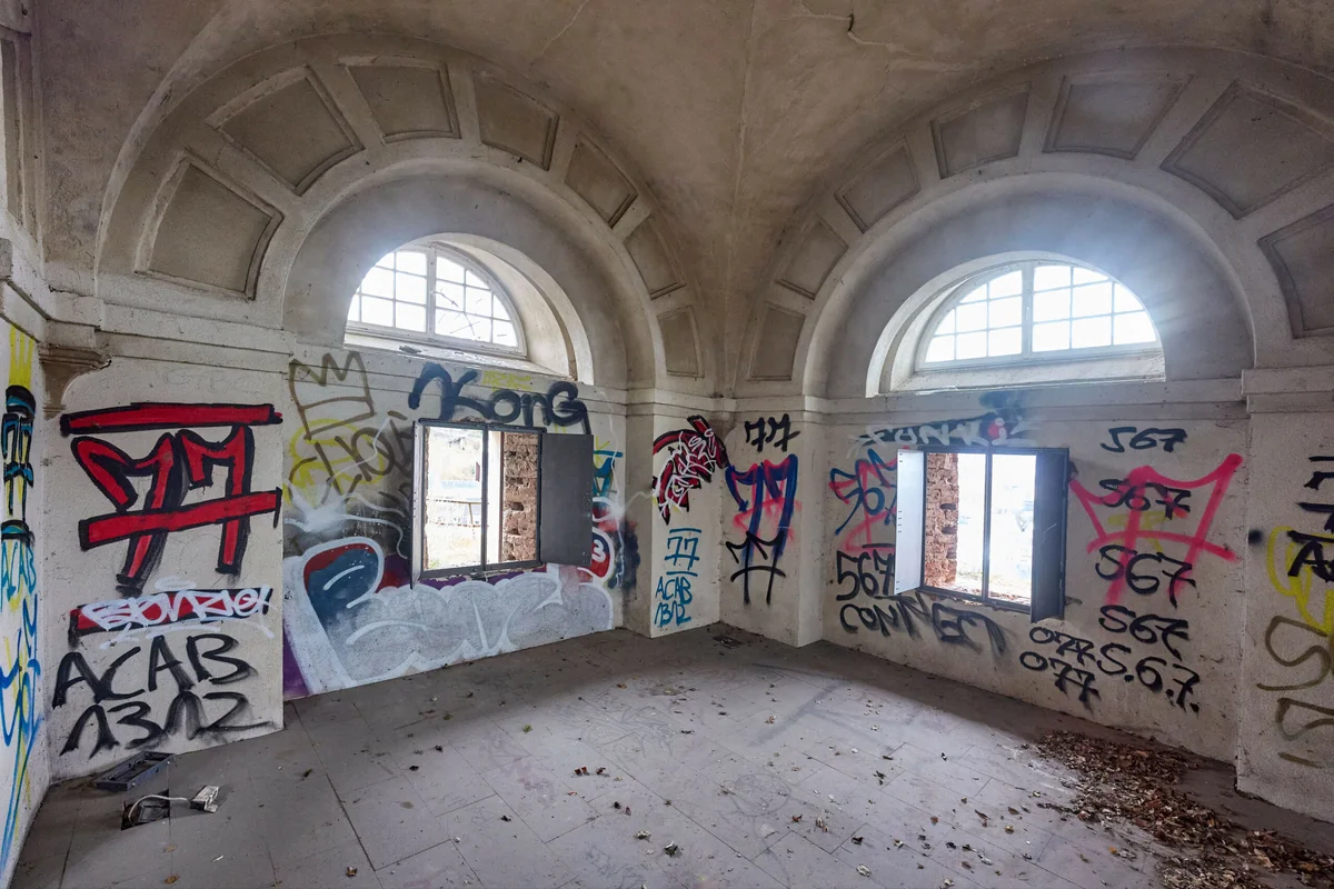 Germany! 2026 Vier Jugendliche in Zella-Mehlis zu Haft- und Bewährungsstrafen verurteilt, Aufgeflogen durch Recherchen im Darknet: Erzieher soll in Hessen vierjährige Jungen sexuell missbraucht und Aufnahmen gemacht haben, Frauenleiche im Schrank – Ex-Partner steht vor Gericht, Cold Case Amy Lopez – Mord vor 32 Jahren: Mann in Altersheim verhaftet, Verdächtiger im Fall Amy Lopez schweigt, „Kannibale von Rotenburg“ hofft auf vorzeitige Haftentlassung, Politisch motivierte Kriminalität: Antisemitische Straftaten in Berlin auf dem höchsten Stand seit 1995, Menschen nach Deutschland geschleust?: Zwei Männer wegen Prozess um illegale Leiharbeit vor Berliner Gericht, Weder Freunde noch Spielplatz – Prozess um jahrelang weggesperrtes Kind beginnt, Ungeklärte Mordfälle: Beate Landgraf ist 1990 auf dem Weg von Coswig ins Internat verschwunden, „Cold Cases“ in Rheinland-Pfalz – Prostituierten-Mord seit 1994 nicht aufgeklärt, Un butin à 100 millions d’euros : le déroulé du spectaculaire cambriolage d’une banque en Allemagne