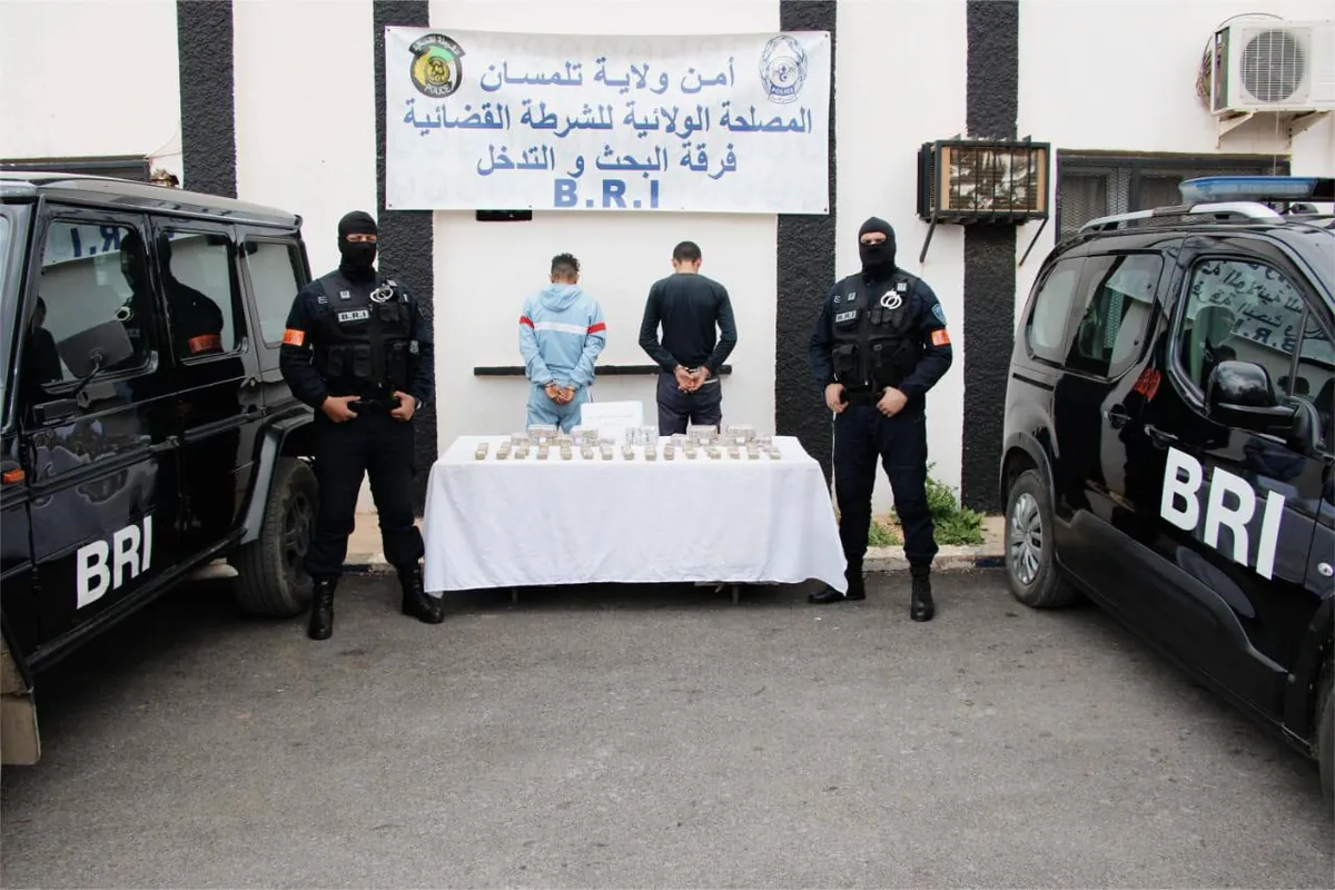 Algeria! Fermeture d’un hôtel à Alger et ouverture d’une enquête suite à la profanation du drapeau national, L’Algérie s’apprête à bloquer tous les sites pornographiques, Algeria: One Terrorist Surrenders as Army Reports Multiple Arrests and Seizures, Djelfa – Laghouat : Saisie de plus de 34 kg de cocaïne et plus de 17 kg de kif traité, Béchar: Une tentative de transport de plus de 85.000 capsules de psychotropes déjouée, Sidi Bel-Abbès: Cinq individus arrêtés et plus d’un quintal de kif traité saisi, Tlemcen : Saisie de plus de 20 kg de kif traité arrestation de deux individus, En CDI mais sans titre de séjour : le témoignage d’une Algérienne installée depuis 13 ans en France, Lutte contre la criminalité organisée.. Arrestation de deux narcotrafiquants et saisie d’une quantité importante de cocaïne, The alleged murder plot casting a new shadow over French-Algerian ties, Kamel Daoud says he was sentenced to three years in prison in Algeria over his novel ‘Houris’, Trois trafiquants de drogue ont été tués à la frontière algéro-marocaine annonce Alger, L’Algérie dit avoir tué trois trafiquants de drogue marocains près de la frontière algéro-marocaine, Alger : démantèlement d’un réseau criminel organisé et saisie de 38000 capsules de psychotropes, Une bagarre vire au meurtre dans un quartier à Alger : un jeune homme lourdement condamné, Assassinat de Nessim Ramdane à Marseille : la justice tranche pour le mineur recruté par la DZ Mafia, Sécurisation des frontières et lutte contre la contrebande et le crime organisé.. Elimination de trois (03) narcotrafiquants armés de nationalité marocaine, Oran: Démantèlement d’un réseau de trafic de drogue et saisie de 11.5 kilos de kif traité, L’écrivain Boualem Sansal condamné en appel à cinq ans de prison ferme, Procès en appel de l’écrivain Boualem Sansal, Une vaste affaire de falsification de visas éclate en Algérie, Des employés d’une APC à Alger condamnés pour trafic de documents administratifs, 7 membres d’un gang de quartier sévèrement condamné à Alger, سنتان حبسا نافذا لجزار باع لحوم فاسدة للمستهلكين بالسانيا في وهران, Un homme condamné à cause de faux billets de 2000 DA à Alger, توقيف 18 متّهما بتهريب المهاجرين عبر البحر (فيديو)