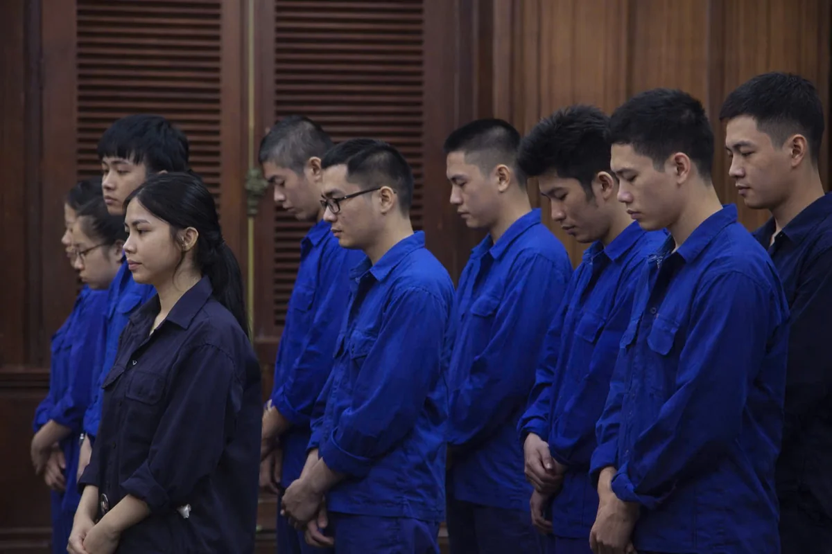 密码保护:Vietnam! 2026.2 Chiếm đoạt tiền của hơn 200 chủ thẻ tín dụng bị cáo chủ mưu bị đề nghị 20 năm tù, Tạm giữ người cha đánh con gái 13 tuổi hành hạ vợ bầu ở Bắc Ninh, Công an xã Bình Giang: Tạm giữ hình sự 01 đối tượng về hành vi trộm cắp tài sản, Công an xã Phù Mỹ Nam vận động đối tượng truy nã đặc biệt ra đầu thú, Tạm giam tài xế trong vụ tai nạn làm 3 người tử vong ở Lâm Đồng, Dừng xe khách bên đường tài xế bị nam thanh niên lao vào đấm túi bụi, Phá nhanh vụ trộm hơn 300 triệu đồng và 3,6 lượng vàng thu hồi tài sản cho người dân, Công an Hà Nội nhanh chóng bắt giữ 2 đối tượng gây ra hàng loạt vụ trộm cắp xe máy, Bắt giữ 3 thanh thiếu niên cướp giật túi xách lúc rạng sáng ở TP.HCM, Tai nạn liên hoàn ở Lâm Đồng ‘do tài xế rượt đuổi nhau’, Công an TPHCM thông tin về vụ việc gây rối trật tự công cộng tại phường Vũng Tàu, Truy tố 23 bị can trong vụ án đưa nhận hối lộ xảy ra tại Bộ Nông nghiệp và Phát triển nông thôn (cũ), Tạm giữ đối tượng “Nam bò” sau vụ giết người tại quán nhậu, Công an Thanh Hóa ra cảnh báo sau khi người phụ nữ bị bắt vì thu tiền gửi xe người đi lễ đầu năm, Đề nghị truy tố tài xế tông xe đặc chủng của CSGT ở Tây Ninh rồi bỏ chạy, Triệu tập 3 người liên quan đến vụ nhóm du khách bị đuổi đánh ở Vũng Tàu, Công an phường Long Xuyên: Tạm giữ hình sự 02 đối tượng về hành vi tổ chức sử dụng trái phép chất ma tuý, Phẫn nộ clip con đánh mẹ già gãy tay tối mùng 3 Tết, Bắt Trần Thị Tố Loan SN 1996 và nhiều người khác, Bắt tạm giam thanh niên đốt xe máy khi bị cảnh sát giao thông dừng xe kiểm tra11, Bắt kẻ lừa hàng trăm cô gái đến khách sạn “vui vẻ” rồi trộm tài sản ở TPHCM, Vụ người đàn ông 51 tuổi bị hành hung ở Hải Phòng: Triệu tập 9 đối tượng, Dùng súng cướp ô tô ở Bắc Ninh, Khởi tố 3 đối tượng đánh nam thanh niên thương tích 32%, Nguyễn Đức Tiến – ‘trùm’ lừa đảo ở Campuchia về nước đầu thú ngày Tết, Bắt giữ người phụ nữ trộm vàng tại tiệm kim hoàn ở TPHCM, Bắt tạm giam cô gái trẻ Phạm Ngọc Mỹ Tiên, Khởi tố cô gái tạt sơn nhà người yêu cũ ‘cho bõ tức’, Cảnh sát vây bắt 61 người cá cược đá gà trong khu rừng ở Tây Ninh, Công an Hà Nội điều tra vụ hỗn chiến đêm Valentine ở gầm cầu Vĩnh Tuy, Loạt bị cáo lĩnh án trước Tết vì mua bán pháo nổ, Chiêu đổi tiền mới “0 đồng phí” 10 người sập bẫy mất gần nửa tỷ đồng dịp Tết, Nhóm người cầm vật giống súng xông vào tiệm cắt tóc hành hung đòi tiền ở Hưng Yên, Khởi tố vụ án khởi tố bị can về hành vi sử dụng trái phép chất ma túy tại xã Hòa Điền, Khởi tố bắt tạm giam đối tượng xây hầm bí mật dưới lòng đất để nấu cao hổ, Tạm giữ 8 người trong vụ cho vay lãi nặng, đánh bạc ở Quảng Ninh, Nam thanh niên giả vờ hỏi đường để cướp iPhone, Khám xét Công ty cổ phần dược BMP bắt Chủ tịch HĐQT Nguyễn Thị Hải Yến SN 1980, Bắt tạm giam đối tượng xâm hại bé trai 10 tuổi ở An Giang, Phát hiện “bí mật” giấu trong túi quần của Phạm Thị Ngọc Mai SN 1987, Bắt Trần Văn Trường 17 tuổi, Công an phường Quy Nhơn Bắc điều tra làm rõ nhóm thiếu niên trộm 12 xe máy xe điện, Cuộc tình chắp vá và cái giá ghen tuông bằng sinh mạng, Bắt khẩn cấp tài xế xe Bentley đuổi đánh người ở TPHCM, Vào tiệm vàng cướp giật rồi bán lấy tiền mua ma túy ở TPHCM, Khởi tố cô gái chủ tài khoản Facebook tại Đà Nẵng, Bắt đối tượng giả danh công an lừa đảo chiếm đoạt hơn 100 triệu đồng, 4.548 bị hại trong vụ án Alibaba đã được chi trả 812,8 tỉ đồng1, Cảnh sát ngăn chặn hàng chục tấn lợn bệnh sắp tuồn ra thị trường Tết, Vì sao chưa xét xử vợ chồng ông chủ công ty đậu phộng Tân Tân, Chiếm đoạt hơn 11 tỷ đồng rồi trốn truy nã ở nước ngoài 15 năm, Nhóm người mang quan tài diễu phố trước chợ Bến Thành lãnh án, Gia Lai: Vận động đối tượng truy nã đặc biệt nguy hiểm ra đầu thú, Gia Lai: Nam sinh 15 tuổi tử vong sau khi bị nhóm thiếu niên hành hung, Triệt phá đường dây mua bán trái phép chất ma túy liên tỉnh bắt giữ 5 đối tượng, Bắt 3 đối tượng từ An Giang lên Tp.HCM tạt sơn vào nhà dân để “khủng bố”, Kẻ bắn 3 nạn nhân ở Đồng Nai: Chơi xe chán bị cáo mua súng săn người, Công an xã Đông Thạnh TPHCM bắt nhóm chuyên trộm cắp mèo trong đó có nhiều con mèo cảnh đắt tiền, Cận Tết đổi tiền mới lì xì: Coi chừng “tiền mất tật mang”, Đường đi của rong biển “đội lốt hàng Việt” từ kho Dana Food ra thị trường, Khởi tố 9 thanh thiếu niên trong vụ cướp chém người ở Châu Đốc4, Công an TPHCM: Bắt 3 đối tượng bỏ trốn trong giai đoạn thi hành án bị truy nã, Bắt đối tượng truy nã về hành vi lừa đảo chiếm đoạt tài sản, Phát hiện xử lý cơ sở sản xuất buôn bán cà phê bột giả tại An Giang, Xác minh vụ nhóm người hành hung học sinh dã man ở Hóc Môn, Cần Thơ: Lập công ty Ba Con Sư Tử để làm phân bón giả, Bốn án tù chung thân dành cho nhóm quản lý đường dây lừa đảo tại Campuchia, Thủ đoạn trốn thuế hàng trăm tỷ đồng của chủ doanh nghiệp hối lộ cựu Thứ trưởng Hoàng Văn Thắng, Nguyên Giám đốc Công ty Cà phê Ia Châm lãnh án 5 năm tù, Bắt giữ “nữ quái” lừa đảo bị truy nã tại Hà Nội, Trộm xe máy ở bệnh viện gần một năm sau mới bị bắt, Tài “Đen” dành 3 tháng nung nấu kịch bản tẩu thoát sau khi cướp ngân hàng, Lời khai của Á khôi Bùi Thị Phương Linh SN 2004 vừa bị bắt, Á khôi cuộc thi sắc đẹp điều hành đường dây bán dâm, Bịa chuyện bắt cóc trẻ em để kêu gọi từ thiện lừa đảo hàng trăm người, Trả hồ sơ điều tra bổ sung vụ 4 bị cáo truy sát chủ trang trại ở Đồng Nai, Bắt quả tang phát hiện “bí mật” của Quách Thị Tú Trinh tại phòng trọ, Công an Tp.Cần Thơ: Bắt giữ 3 đối tượng bị truy nã, Triệt phá đường dây ma túy núp bóng pod vape: Hiểm họa mới rình rập giới trẻ, 3 người tái nghiện bị Công an xã Đông Thạnh khởi tố bắt tạm giam, Khánh Hòa: Phát hiện hơn 10 tấn thịt gà không rõ nguồn gốc, Tên trộm ‘sa lưới’ sau 10 giờ gây án, VKSND tỉnh Gia Lai thực hành quyền công tố tại phiên tòa xét xử sơ thẩm đối với 2 bị cáo về tội phạm ma túy, Nói dối có quốc tịch Mỹ lừa tiền của một phụ nữ ở Hải Phòng, Không chuyển trại giam nếu án dưới 3 tháng theo quy định mới, Thanh niên 20 tuổi cầm đầu đường dây mua bán người qua Campuchia, Mức án cho Hà Thị Lai Hạ – người vợ trẻ đâm chồng tử vong ở Phú Thọ