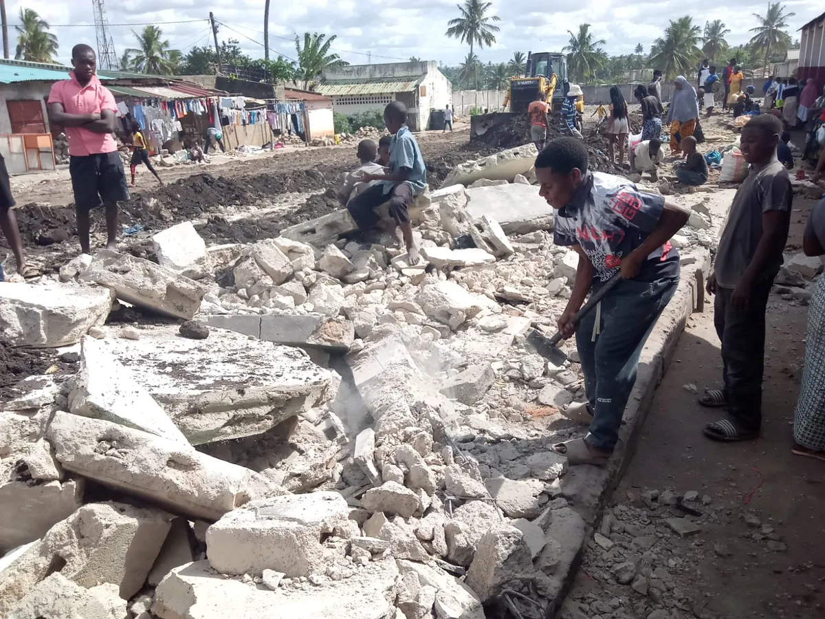 Mozambique! 2026 pessoas aos serviços de saúde em seis meses, ex-marido detido depois, casa onde trabalhava há três dias, Detidos nove moçambicanos, assassinato de Mahamudo Amurane, sell elephant tusks, attack on hunting camp, Casal espancado e amarrado durante, Jota Pachoneia para Outubro, Condenado a 20 anos de prisão homem que assassinou vizinha em Sofala após acusá-la de matar a sua esposa por feitiçaria, Oficial: Padre Novaes é o suspeito de matar bispo e tribunal legaliza sua prisão, Jovem morre soterrada numa mina artesanal de ouro em Alto Molócuè, Bispos Católicos condenam ataques terroristas contra igrejas em Cabo Delgado, Bispo de Quelimane foi assassinado com tiro no coração, Suspeitos do assassinato de Elvino Dias e Paulo Guambe são identificados, Coordenador Distrital do ANAMOLA morto a tiros em Chimoio, Jovem suspeito de assalto morre linchado por populares em Ancuabe, Membro da PRM assassinado dentro de viatura na Matola, Estimulantes sexuais estão a provocar AVC em Nampula, Adolescentes e jovens sobrevivem graças aos escombros do mercado 25 de Junho em Nampula, Governo insiste no diálogo para travar onda de xenofobia na RSA, Cinq migrants mozambicains tués dans des violences xénophobes, South Africa ‘xenophobic attacks’ reportedly kill 5 Mozambicans, Mozambique says 5 citizens killed in ‘xenophobic attacks’ in South Africa, Ataques Terroristas: oito pessoas raptadas em Mocímboa da Praia, Polícia da República de Moçambique desmantela rede de falsificação em Maputo, Pelo menos 13 detidos fugiram de cadeia policial em Moçambique, Três supostos terroristas abatidos por militares moçambicanos em Macomia, Quatro condenados por matarem polícia durante protestos em Moçambique, Cabo Delgado: Troca de sexo por nota leva UniRovuma a expulsar dois docentes sete demitidos e um despromovido, Padrasto tira a vida a menor de seis anos em crime brutal em Mandlakazi, A juíza da 5ª Secção do Tribunal Judicial de Sofala considerou que as contradições entre as testemunhas e a ausência de provas sólidas impedem a condenação do arguido, Tribunal ordena captura de Jota Pachoneia, Pemba: Mulher perde olho após agressão brutal do ex-namorado, Morreram mais 3 garimpeiros em mina de Moçambique. “Trabalham sem regras”, Moçambique apreende carvão vegetal de exploração ilegal