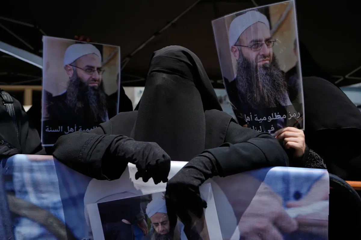 密码保护:Lebanon! Lebanon considers its largest amnesty in 35 years but some are protesting, توقيف عصابة سرقة منازل في اللبوة, Lebanon’s ex-central bank chief accused of corruption released on $14 million bail, سرق درّاجات آليّة.. هل وقعتم ضحيّة أعماله؟, At least 14 killed in building collapse in Lebanon’s Tripoli, Human Trafficking Task Force makes child pornography massage parlor busts, Lebanese Army seizes 64 million captagon pills in major drug bust, بالكسر والخلع سرقة لا تعرف الرحمة في الشويفات… طفل مريض ضحية عصابة من شابين وامرأة !!, Interior Minister Ahmad al-Hajjar said Monday that authorities dismantled a network that was preparing to smuggle hashish and the illicit stimulant captagon to Saudi Arabia, متابعةً لجهودها في ملاحقة جرائم السلب والسرقة وانتحال الصفة، وبنتيجة عملية رصد ومتابعة دقيقة، أوقفت مديرية الجنوب الإقليمية – مكتب الزهراني بتاريخ ٥/٢/٢٠٢٦، اللبناني (ح.ع.) في تفاحتا، لقيامه بأعمال سلب وسرقة منتحلاً صفة أمنية، بالإشتراك مع اللبناني (م.س.) المتواري عن الأنظار، والملاحق ببلاغات عدلية., Rhosus owner arrested in Bulgaria at Lebanon’s request, Lebanon has 40 days to seek Grechushkin’s extradition from Bulgaria, Report: Bitar to conclude investigation within a month at most, قوى الامن تعمم صورة موقوفَين بجرائم سرقة درّاجات آلية, The Internal Security Forces have apprehended three individuals linked to a series of burglaries in Laboue, خرج أهالي بلدة الهبارية واتحاد بلديات العرقوب، في وقفة احتجاجية أمام مبنى الاتحاد، للتعبير عن رفضهم واستنكارهم الشديدين للاعتداء “الإسرائيلي” الذي استهدف البلدة واختطف ابنها، عطوي عطوي.
