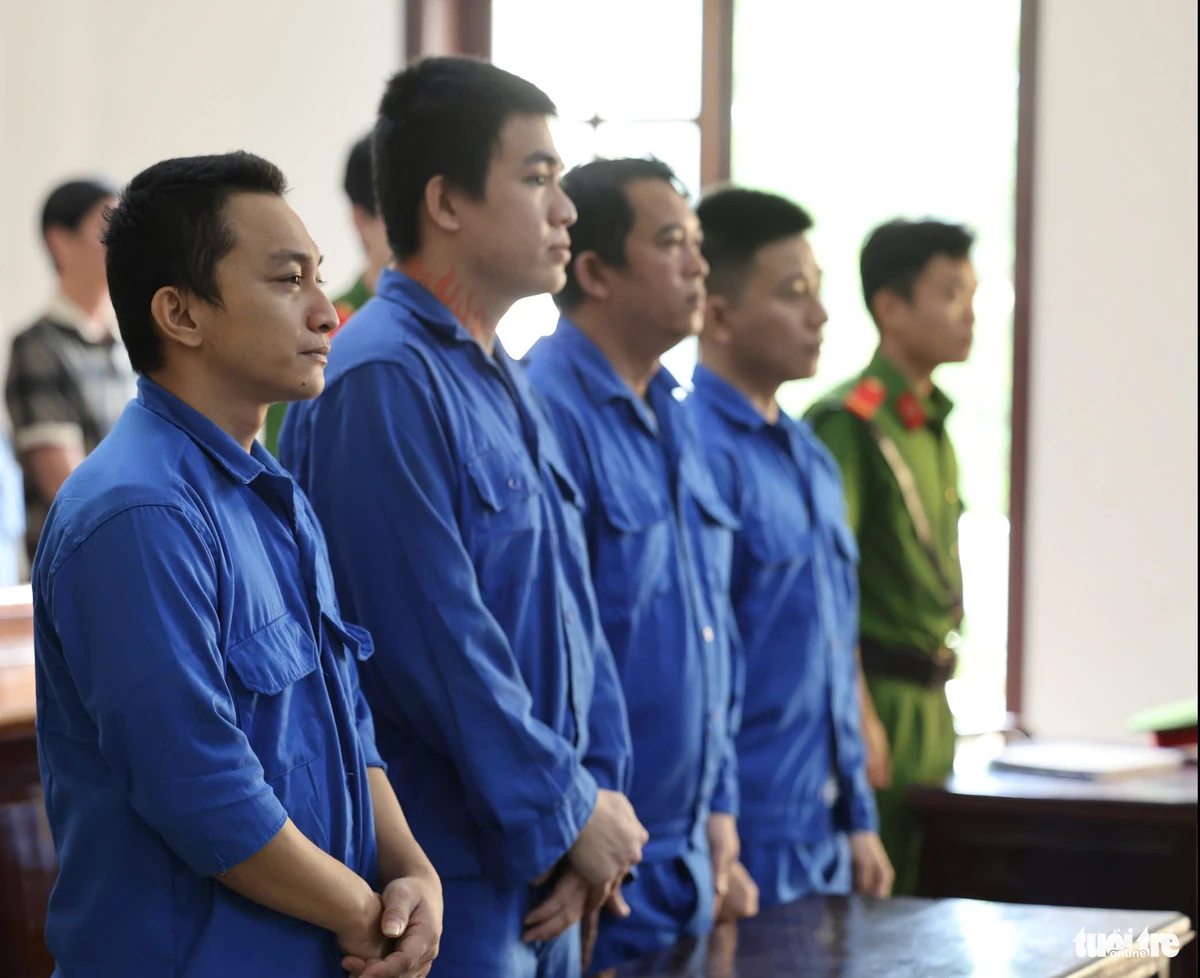 Vietnam! 2026.2 Á khôi cuộc thi sắc đẹp điều hành đường dây bán dâm, Bịa chuyện bắt cóc trẻ em để kêu gọi từ thiện lừa đảo hàng trăm người, Trả hồ sơ điều tra bổ sung vụ 4 bị cáo truy sát chủ trang trại ở Đồng Nai, Bắt quả tang phát hiện “bí mật” của Quách Thị Tú Trinh tại phòng trọ, Công an Tp.Cần Thơ: Bắt giữ 3 đối tượng bị truy nã, Triệt phá đường dây ma túy núp bóng pod vape: Hiểm họa mới rình rập giới trẻ, 3 người tái nghiện bị Công an xã Đông Thạnh khởi tố bắt tạm giam, Khánh Hòa: Phát hiện hơn 10 tấn thịt gà không rõ nguồn gốc, Tên trộm ‘sa lưới’ sau 10 giờ gây án, VKSND tỉnh Gia Lai thực hành quyền công tố tại phiên tòa xét xử sơ thẩm đối với 2 bị cáo về tội phạm ma túy, Nói dối có quốc tịch Mỹ lừa tiền của một phụ nữ ở Hải Phòng, Không chuyển trại giam nếu án dưới 3 tháng theo quy định mới, Thanh niên 20 tuổi cầm đầu đường dây mua bán người qua Campuchia, Mức án cho Hà Thị Lai Hạ – người vợ trẻ đâm chồng tử vong ở Phú Thọ