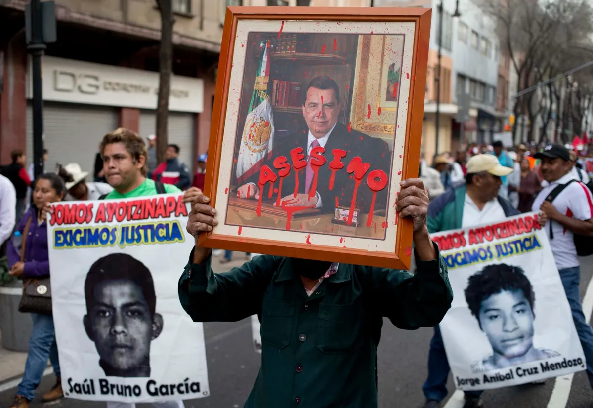 Mexico! 2026 Padre de normalista participa en audiencia del exgobernador Ángel Aguirre “nos hizo mucho daño y ocultó evidencias” dice, ¡En segundos! Captan robo a mano armada de camioneta en Tezontepec Hidalgo, Deuda institucional se mantiene: persisten fallas en el Estado por caso de Ayotzinapa, SCJN revisará sentencia que ordenó crear la Comisión para la Verdad del Caso Ayotzinapa, Detienen a joven por feminicidio de Dafne en Academia Militarizada; familia denuncia irregularidades, Condenan a 150 años de prisión a seis integrantes de «Los Jockes» por secuestro exprés en Edomex, Balacera de balines en la Guadalupe Borja deja mujer lesionada, Dan fin a prisión domiciliaria de Brenda Quevedo por caso Wallace, Juez condena al empresario Zhenli Ye Gon, Zhenli Ye Gon recibe 15 años de prisión: cierra caso de lavado por 205 mdd, Los 205 millones de dólares en billetes de Zhenli Ye Gon llegan ante la Justicia 19 años después, More than a decade after 43 students vanished in Mexico ex-governor arrested accused of cover-up, Condenan a Diego Jiménez Colín más de 34 años de prisión por robo en transporte público en Nezahualcóyotl, Asesinada en Oaxaca la defensora del territorio Nazaret Cortés Velasco, Mexico arrests suspect wanted in the 2023 killing of Ecuadorian candidate and sends him to Colombia, El mundo criminal de México, Colombia y Ecuador converge en el asesinato de Fernando Villavicencio, Mexican authorities hand over body of ‘El Mencho’ to his family, Video shows raid on hidden Mexican lab where officials seized over 5000 pounds of meth, Indignación y consternación en la Sierra Norte de Oaxaca por feminicidio de joven maestra en Lachichina, Fuerzas armadas capturan a ‘El Lexus’ líder de Operativa Ranger del Cártel del Golfo en Matamoros, Aseguran 8 toneladas de autopartes y dosis de metanfetamina en la Cuauhtémoc, Asaltan al líder del «Mariachi Gama Mil» en Tlanepantla tras retirar dinero de un cajero, Confirman muerte de “El Mencho” líder del CJNG: cómo fue y posibles sucesores, La FiscalíaEdoméx obtuvo una sentencia condenatoria de 62 años de prisión en contra de un sujeto identificado como Álvaro Colín Quintero, Sentencian a 28 años de prisión a responsable de trata de una menor en Atizapán, Feminicidios en Guanajuato: hallan cinco cuerpos en pozos de Celaya, Gobernanza del CJNG: las claves detrás del imperio criminal de ‘El Mencho’ en México, Todas las veces que El Mencho estuvo a punto de caer en la última década, México en llamas tras el abatimiento de “El Mencho”: Análisis de la escalada de violencia, ¿Quién era «El Mencho»? El fin de una era para el Cártel Jalisco Nueva Generación, Funcionario de EE.UU. confirmó que sus militares ayudaron a abatir a “El Mencho” líder del CJNG, Violencia en Jalisco: 25 detenidos y 20 Bancos del Bienestar quemados tras muerte de “El Mencho”, Más de 60 muertos tras ola de violencia en México por muerte de “El Mencho”, México se sacude tras la muerte de “El Mencho”: bloqueos, incendios y cancelaciones de vuelos, Los restos de cuatro personas son abandonados en varios costales en Michoacán, Abandonan cuerpo de mujer ejecutada en zona sur de Toluca, Caso Iztapalapa: Fiscalía tiene en la mira a automovilista que arrastró y mató a motociclista, Fue recapturado Enoc Díaz Pérez exalcalde de Pueblo Nuevo Solistahuacán, FGE Quintana Roo sentencia a tres personas a 40 años por homicidio de adolescente en Cancún