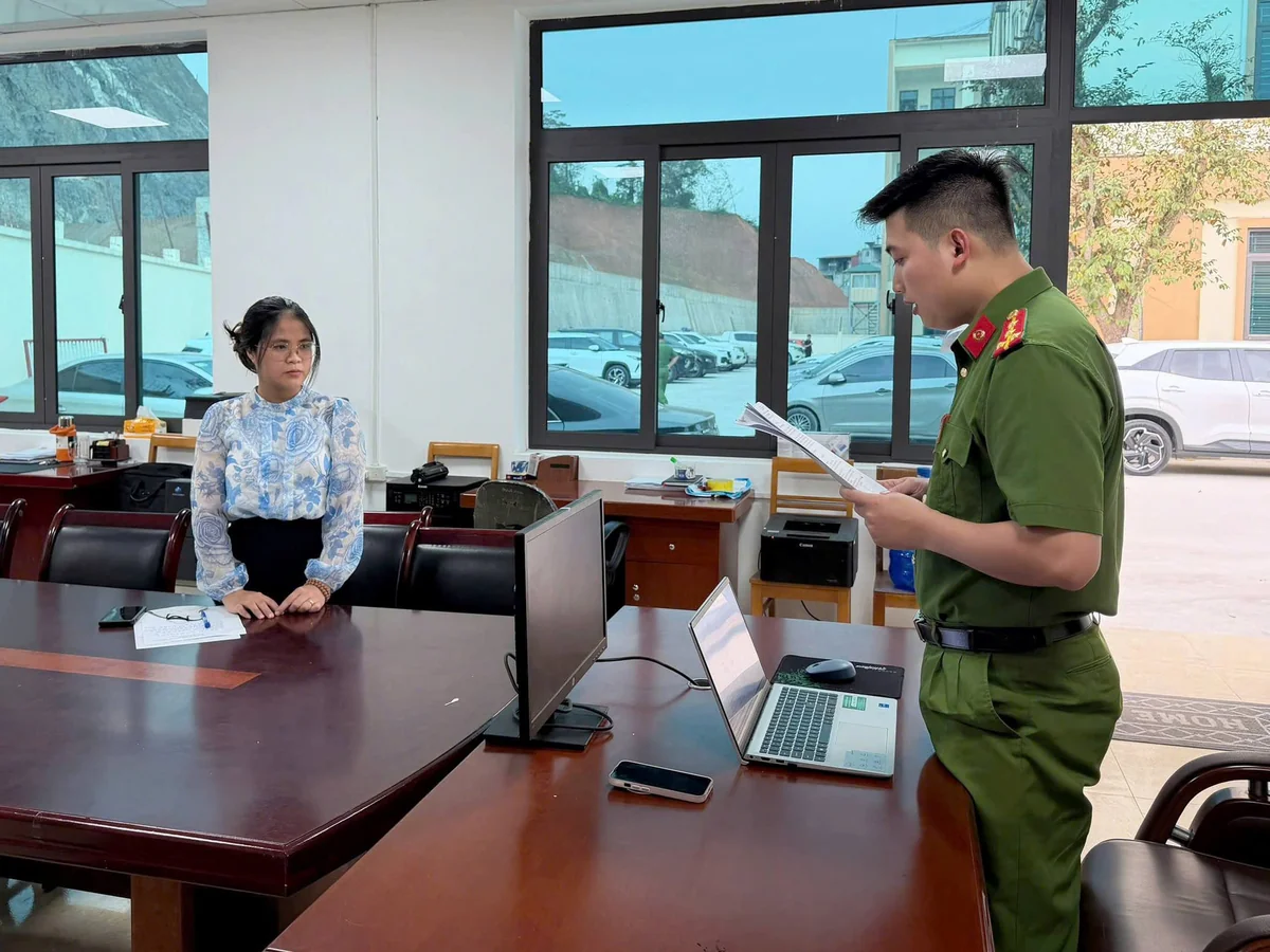 Vietnam! 2026.3 Tông CSGT ở TPHCM để bỏ chạy 2 thanh niên lĩnh án, Phát hiện 2 cơ sở chứa 4 tấn thực phẩm không rõ nguồn gốc, Cho vay lãi đến 270%/năm dùng súng ép ký giấy nợ 4.9 tỷ, Bắt giữ 7 đối tượng giả danh cảnh sát Nhật Bản lừa đảo 11 tỷ đồng, Truy nã Lê Hà Trang trong đường dây lừa đảo sàn chứng khoán online, Công an Hà Nội bắt 7 người nước ngoài giả cảnh sát Nhật Bản lừa 11 tỉ, Khởi tố nữ giám đốc Healthy HKV thêm tội trốn thuế, Xử phạt nam thanh niên chặn đầu xe taxi gây sự sau va chạm giao thông ở Tây Ninh, Truy bắt nhanh đối tượng trộm nóng xe mô tô tại Tri Tôn, Quyết định truy nã Nguyễn Thành Tâm SN 1989, Tạm giữ hình sự Lê Tường Vy sinh năm 2004, Triệu tập 20 đối tượng vụ tung tin giả công an “tra tấn đánh người nhập viện”, Công an TP.HCM triệt phá các tụ điểm đánh bài cào đá gà quy mô lớn8, 10 nam nữ tổ chức “tiệc ma túy” trong phòng ngủ, Tìm đối thủ trả thù nhóm thanh thiếu niên vô cớ tấn công 2 người khác, Hai đôi nam nữ tổ chức sử dụng ma túy trong phòng trọ ở Tây Ninh, Chủ và nhân viên nhà hàng ở TPHCM bị cáo buộc lột đồ khách để ép trả tiền, Thanh niên vào nhà dân phá két sắt lấy tài sản hơn 1 tỷ đồng ở Tây Ninh, Bắt thanh niên dùng dao đâm bạn gái trọng thương đâm người can ngăn tử vong1, Đột kích “ổ” ma túy trong nhà riêng bắt quả tang 6 đối tượng mua bán sử dụng heroin, Công an xã Hòn Đất tạm giữ 02 đối tượng cướp giật tài sản, Công an TP Hồ Chí Minh triệt phá đường dây ma túy liên tỉnh thu giữ hơn 2.2 kg ketamine, Bắt giữ nhóm nam nữ gây rối trật tự đánh người tử vong