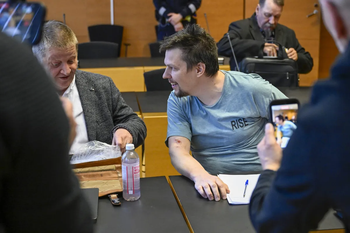Finland! 2026 Lasten verkkovälitteinen seksuaaliväkivalta yleistyy, Keskusrikospoliisi tutkii 18-vuotiaan opiskelijan katoamista – viimeisin varma havainto toukokuulta, ”Медсестра-отравительница” жестоко убивавшая стариков в четвертый раз просит о помиловании – провела в тюрьме уже 17 лет, Anneli Auer vaatii yli miljoonan kärsimyskorvauksia – oikeusoppineen mielestä linjassa Ulvilan murhan korvauksiin, Suomen suurin salametsästysvyyhti palaa oikeuteen – nyt kyse on ennen kaikkea seurauksista, Kehonrakentajan tappotuomio säilyi ennallaan, Kaleva: Poliisi tutkii Oulun pyöräpuukotuksia rikossarjana – viharikosmotiivi tutkinnan ytimessä, Poliisi julkaisi videon Oulun pyöräilevästä puukottajasta, Kaksosveljesten tunnelisotaoikeudenkäynti jatkuu käräjäoikeuden kellarissa – kuukausia viranomaisilta kadoksissa ollut syytetty saatiin oikeuden eteen, Poliisi epäilee alaikäisen puukottaneen toista Helsingin Arabianrannassa, Päivi Räsänen järkyttyi kiihottamistuomiosta – syyttäjä: Hyvä, että ratkaisu saatiin, Loukkaavia videoita netissä levittäneen eläkeläismiehen esittämät syytteet kaatuivat käräjillä – maksettavaa kertyi yli 40 000 euroa, Torsten Muurimäki 14 surmattiin vuonna 1934 – Vauraan pohjalaistalon pojan outo kuolema on yhä mysteeri, Poliisi pääsi Kultatähden varkaiden jäljille – Puolet saaliista on saatu takaisin, Raju kahakka tallentui valvontakameroille – Tapon yrityksestä syytetyn naisen kertomus muuttui täysin, Jere Karalahtea syytetään kokaiinin ja amfetamiinin levittämisestä – aikoi maksaa huumevelat nyrkkeilyottelun tuloilla, Salaliittoteorioita netissä jakaneelle kolmikolle luetaan vakavat syytteet – oikeudenkäynti tunnelisotavideoista alkaa, Luumäellä puolisonsa surmannut ja ruumiin kätkenyt mies tuomittiin liki 11 vuodeksi vankeuteen, HS: 19-vuotias nainen tuomittiin heitteillepanosta – synnytti vauvan vessassa Lohjalla