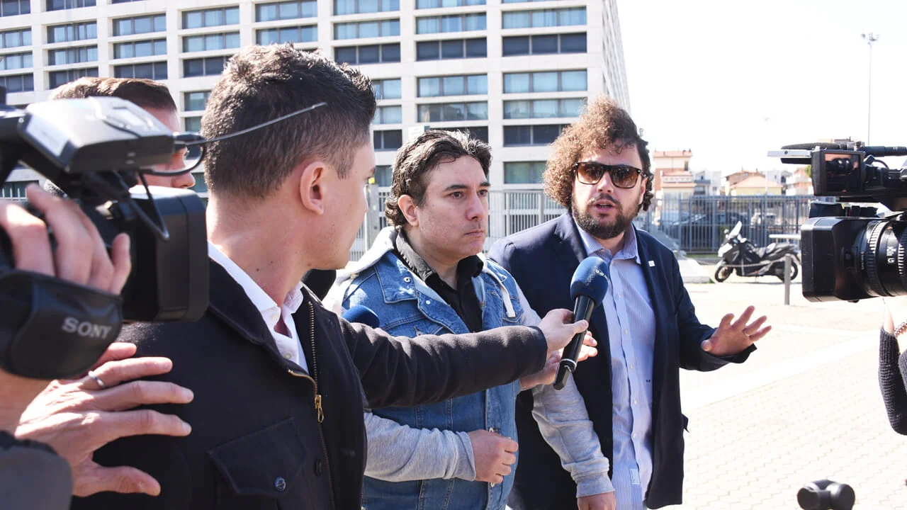 Italy! 2026 Svolta a Pietracatella: la ricina avrebbe ucciso madre e figlia a Natale indagine per duplice omicidio, Detienen a Roberto Mazzarella capo de la Camorra y uno de los fugitivos más peligrosos de Italia, Tentato femminicidio l’ex marito confessa: «Non mi faceva vedere mia figlia». Disposto il fermo, Doppio appello per l’omicidio di Capodanno Dipre rischia ergastolo, Il pubblico ministero incalza Dassilva in un’udienza fiume da 9 ore l’imputato: “Avevo paura che Manuela mi incastrasse”, Omicidio Paganelli sotto esame i vocali: convocati in Procura Loris Bianchi e la moglie, Decreto Flussi truffa sui migranti: la Cgil denuncia «Migliaia di vittime a Napoli serve regolarizzazione», Festa con champagne dopo l’agguato al delfino del boss: 4 arresti a 15 anni dall’omicidio Campana, Truffe agli anziani sgominata rete tra Abruzzo e Campania: un arresto e sei denunciati, Garlasco la nuova clamorosa ipotesi: “Riesumazione del corpo di Chiara”. E l’inquietante dettaglio sul primo gradino, Terrorismo cosa si sa del minorenne arrestato in Italia. Così preparava stragi simili a quelle di Bruxelles e Parigi col perossido di acetone, Orrore a Rovigo donna e bimbo trovati morti in un laghetto. La Procura indaga per omicidio, Caso Keu Gori Bernini e Deidda prosciolti, Garlasco l’allarme di casa Poggi attivato e disattivato ogni notte: la nuova mappa riapre il rebus delle 1.50 prima del delitto, Omicidio di Firenze. Arrestato un viareggino. Era lui il debitore in un giro di droga, «Sono stato io»: lite fuori dal locale per una ragazza uccide il rivale con 4 colpi di pistola e poi confessa l’omicidio. Chi è il killer, «Tania Bellinetti uccisa perché si era sottratta al suo carnefice»: l’ex Selmi Faez a processo per omicidio volontario, Omicidio di Giuseppe Gaetani, quattro indagati rischiano il processo: ecco chi sono, Omicidio Castiglione: assolto dopo 25 anni il presunto mandante del delitto, Napoli era ubriaco il 34enne che ha travolto e ucciso due donne: arrestato per omicidio stradale, Omicidio Sartini la Cassazione annulla ancora la condanna: si riapre il processo, Omicidio di Valbrembo. Rischiano l’ergastolo i due ragazzi imputati, Omicidio di Jlenia Musella: il fratello assassino avrebbe impugnato il coltello non l’avrebbe lanciato, BOLOGNA: Omicidio capotreno processo a Mario Jelenic al via il 13 maggio, Italy seizes millions in assets allegedly stolen from Bond star Ursula Andress, Femminicidio di Aosta. La difesa di Sohaib Teima: “Solo indizi è innocente”, Uccise i genitori per un debito di 12mila euro. Luca Ricci condannato a trent’anni di carcere, Giovane morto accoltellato a Parma arrestata la fidanzata 21enne: è accusata di omicidio, RIMINI: Caso Pierina lunedì Dassilva potrebbe raccontare la sua verità