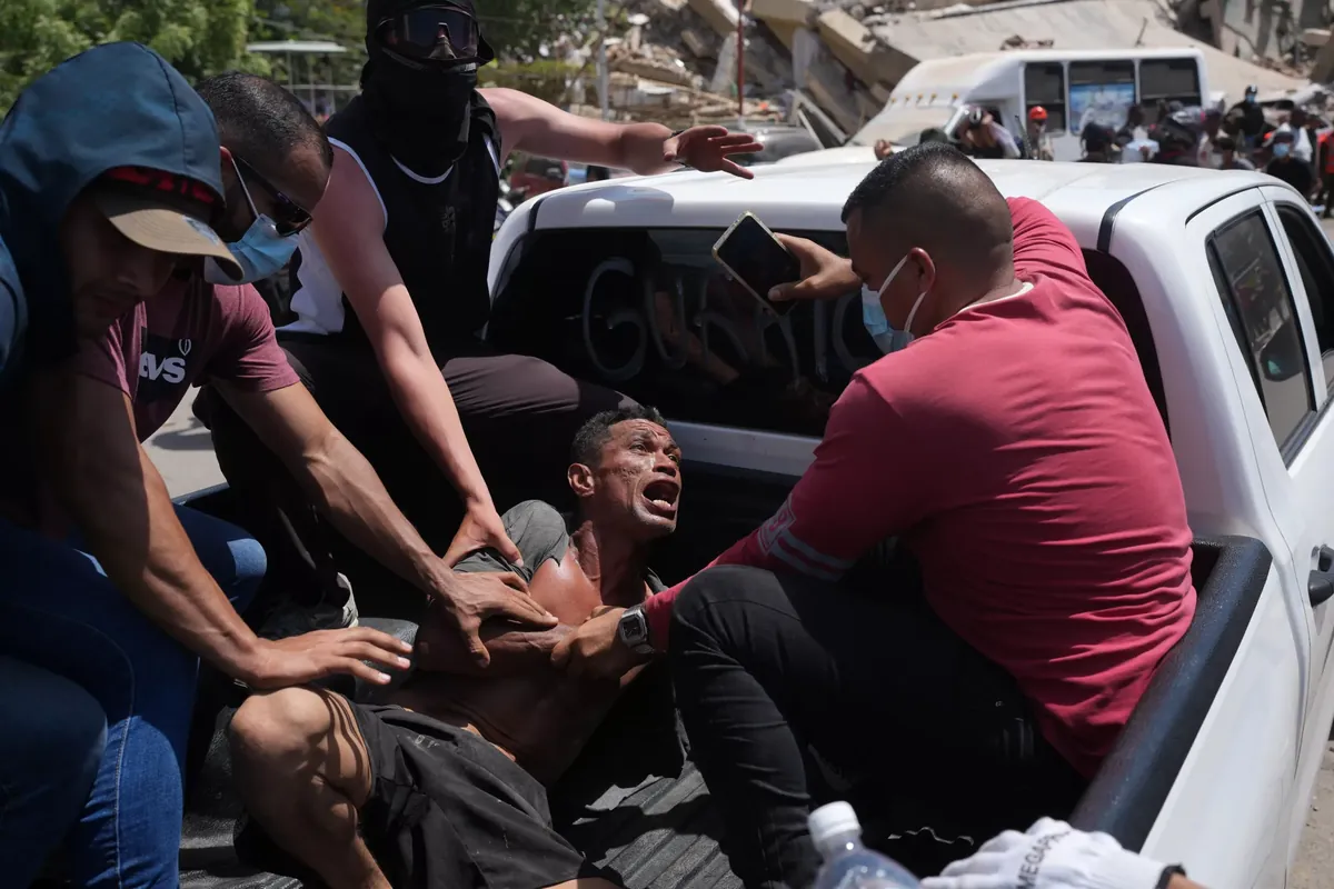 Venezuela! 2026 Detienen y destituyen a cuatro Cicpc por robar dinero hallado entre los escombros de La Guaira, Cifra de muertos por sismos asciende a 2.295 y 11267 heridos, Falleció voluntario al esquivar un perro en la Av. Casanova Godoy, Del Picure al Niño Guerrero: ¿Quiénes eran los cabecillas de las megabandas que azotaron Venezuela, Así era el modus operandi de un agresor sexual detenido por el Cicpc, Incautaron cerca de 1.7 toneladas de marihuana en Lara, Mujer fue asesinada de dos disparos en la cabeza por su pareja en Zulia, De una puñalada asesinaron a hombre por defender a su hermana, Sujeto es detenido tras golpear a su pareja embarazada y causar la muerte del bebé, Esclarecen femicidio en Barquisimeto: Hombre estranguló a su esposa tras ser descubierto en una infidelidad, Dos jóvenes venezolanas fueron ejecutadas en Ecuador, Mujer es cómplice de la muerte de su hija de un año, Funcionario del Cicpc fue asesinado por un compañero en el Zulia, Cicpc esclareció el crímen del adolescente Carlos Adrián Milano ocurrido en Carlos Arvelo, Caen los desvalijadores de carros en Mariara, Capturados tras matar a un hombre por una deuda de 100$ en Los Guayos, Cicpc capturó a dos extorsionadores en La Guaira, Detienen a Alexander «Mimou» Vargas por presunta corrupción, ¡ACTUALIZAN CIFRA DE VENEZOLANOS MUERTOS EN JET SET! De 19 que habían informado reducen la lista a 13 decesos, Capturaron a dos sujetos en Cumaná por presunta posesión de varias drogas, Detenido joven en Cumaná por agredir a su madre y hermana con una piedra, Crónica del Pasado: 1966: tragedia en Taborda