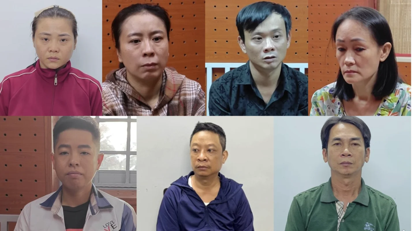 Vietnam! 2026.4 “Mắt xích” cho vay nặng lãi sa lưới sau thời gian lẩn trốn qua nhiều tỉnh, Người phụ nữ dựng màn kịch lừa hơn 400 triệu đồng của người quen, TPHCM triệt phá đường dây ma túy xuyên quốc gia bắt 26 người, Đập điện thoại vứt sim 3 đối tượng vẫn bị bắt vì đánh bạc qua Telegram, Truy tố “cô tiên từ thiện” Nguyễn Đỗ Trúc Phương, Bắt bảo vệ Chu Đình Phong SN 2006, Vụ dàn cảnh giật dây chuyền du khách tại Liên Hoa Bảo Tháp: Khởi tố tổng cộng 27 đối tượng, Cựu Thứ trưởng Hoàng Văn Thắng bị đề nghị phạt 4-5 năm tù, Vụ “tổng tài” giơ tay chỉ đạo đàn em đánh người ở quán cà phê: Y án 24 tháng tù giam, Liên tiếp phát hiện các vụ việc liên quan đến ma túy tại Chương Mỹ Hà Nội, Bắt giữ vụ vận chuyển hơn 230 thùng nấm do nước ngoài sản xuất không có hóa đơn, Thiếu nữ lộ vẻ bất thường và bí mật trong túi xách, Công an tỉnh Đắk Lắk truy nã đặc biệt bà Trần Thị Vĩnh Trân, Cảnh sát đang làm rõ vụ xuất hiện lá thư tuyệt mệnh cùng 2 đôi dép trẻ em trên cầu ở Hưng Yên