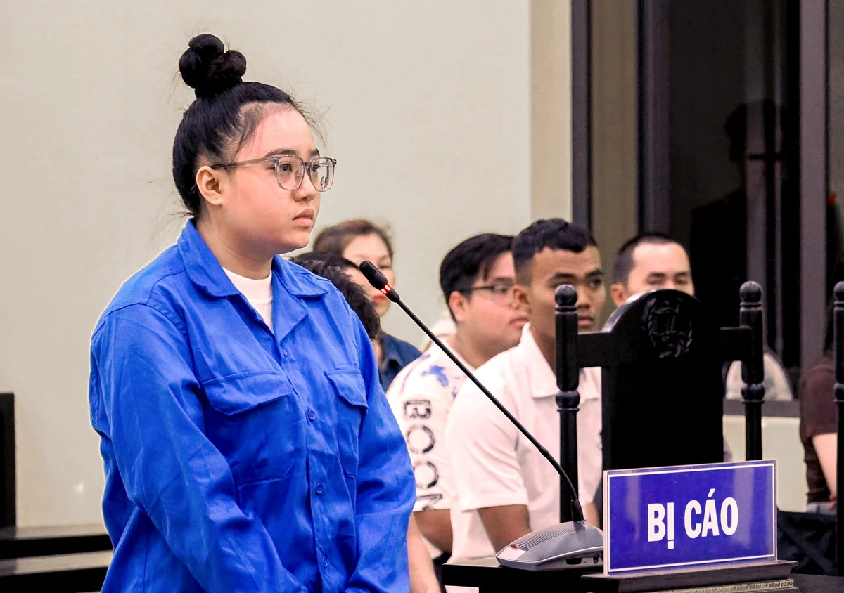 Vietnam! 2026.4 Công an Hưng Yên tìm nạn nhân mua thuốc giả “gia truyền 4 đời”, Bắc Ninh: Nhóm đối tượng biến nhà nghỉ thành điểm trung chuyển ma túy, Đột nhập phòng trọ bằng chìa khóa nhặt được một phụ nữ ‘ẵm’ số vàng trị giá gần 300 triệu đồng, Khởi tố 2 người giả danh nhà báo cưỡng đoạt tiền ở Hải Phòng, 117 bị cáo trong đường dây tội phạm xuyên quốc gia lĩnh án, Bắt Lê Thị Thùy Trang 49 tuổi: Thu giữ hơn 50.000 USD hơn 2 tỷ đồng tiền mặt cùng hàng chục cuốn sổ đỏ, Tuyên án nữ thanh niên dụ 18 người xuất cảnh để cưỡng bức lao động và bóc lột tình dục, Dán đè QR lên mã tài khoản của hàng chục cửa hàng để nhận tiền, Đăng video xúc phạm vợ chồng bà Phương Hằng bà Đinh Thị Lan bị phạt 1 năm 9 tháng tù, Bắt giữ Nguyễn Yến Vy SN 2005, Tạm giữ 3 nghi phạm đánh chết người cùng ấp ở An Giang, TPHCM: “Đột kích” 2 lò giết mổ chó mèo trong khu dân cư, Bắt quả tang Phan Thị Thanh Nga đang có hành vi phạm pháp ở đầu ngõ, Nhiều đối tượng phạm tội về ma túy sa lưới ở Hà Nội, Vợ chồng ông chủ công ty đậu phộng Tân Tân lĩnh án, Thi hành lệnh bắt khẩn cấp Nguyễn Thị Loan 49 tuổi và con gái, Công an TPHCM kiên quyết quét sạch nạn trộm thú cưng, Tạm giữ hình sự Trần Thị Thu Hà sinh năm 1994, Mua súng hơi trên YouTube bán lại kiếm lời 3 người bị khởi tố, Tạm giữ hình sự 03 đối tượng tổ chức sử dụng trái phép chất ma túy tại phường Long Phú, Vụ 4 người tử vong ở xã Cát Tiến: Có khả năng do nạn nhân tự sát, Thủ đoạn đòi khoản nợ 70 tỷ đồng của vợ chồng Giám đốc Công ty Nhất Tín, Khởi tố Hoàng Văn Thủy SN 2000 sau khi lén lút xóa vết máu, Vụ cháy 15 người chết: Hai cựu cán bộ công an bị đưa ra xét xử, Vụ án cựu CEO Quốc Cường Gia Lai: Bà Nguyễn Thị Như Loan được đề nghị án treo, Bắt quả tang 2 đối tượng vận chuyển ma túy giấu nhiều súng và đạn trong người, Làm rõ vụ nhóm người nghi lao vào bàn nhậu nổ súng, Vụ 2 nhân viên đường sắt bị hành hung: Tạm giữ một phụ nữ, Bắt giữ Bùi Văn Quyền SN 1989, Truy nã Nguyễn Thị Duyên SN 1988, Khám xét nơi ở của Đoàn Thị Thu Hằng SN 1979, Cựu lãnh đạo Cao su Việt Nam thừa nhận nhận hàng trăm nghìn USD, Một gia đình ba thế hệ hầu tòa vì ma túy, Bắt giữ kẻ đánh người gây thương tích sau va chạm xe trong ngõ nhỏ, Bắt đối tượng cắt trộm cáp điện trên cao tốc Bến Lức – Long Thành, Công an khám xét bắt giữ Lê Võ Quốc Trung trong đêm, Bắt khẩn cấp Ngô Thị Hồng Như sinh năm 2003, Khởi tố người phụ nữ làm giá đỗ bằng hóa chất độc hại bán hơn 500 tấn ra chợ đầu mối, Kịch bản lừa đảo chiếm đoạt hàng chục tỷ đồng xuyên biên giới, “Mắt xích” cho vay nặng lãi sa lưới sau thời gian lẩn trốn qua nhiều tỉnh, Người phụ nữ dựng màn kịch lừa hơn 400 triệu đồng của người quen, TPHCM triệt phá đường dây ma túy xuyên quốc gia bắt 26 người, Đập điện thoại vứt sim 3 đối tượng vẫn bị bắt vì đánh bạc qua Telegram, Truy tố “cô tiên từ thiện” Nguyễn Đỗ Trúc Phương, Bắt bảo vệ Chu Đình Phong SN 2006, Vụ dàn cảnh giật dây chuyền du khách tại Liên Hoa Bảo Tháp: Khởi tố tổng cộng 27 đối tượng, Cựu Thứ trưởng Hoàng Văn Thắng bị đề nghị phạt 4-5 năm tù, Vụ “tổng tài” giơ tay chỉ đạo đàn em đánh người ở quán cà phê: Y án 24 tháng tù giam, Liên tiếp phát hiện các vụ việc liên quan đến ma túy tại Chương Mỹ Hà Nội, Bắt giữ vụ vận chuyển hơn 230 thùng nấm do nước ngoài sản xuất không có hóa đơn, Thiếu nữ lộ vẻ bất thường và bí mật trong túi xách, Công an tỉnh Đắk Lắk truy nã đặc biệt bà Trần Thị Vĩnh Trân, Cảnh sát đang làm rõ vụ xuất hiện lá thư tuyệt mệnh cùng 2 đôi dép trẻ em trên cầu ở Hưng Yên