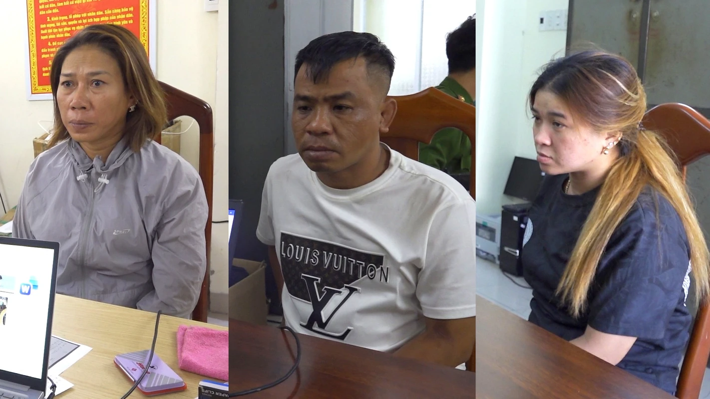 Vietnam! 2026.4 Dán đè QR lên mã tài khoản của hàng chục cửa hàng để nhận tiền, Đăng video xúc phạm vợ chồng bà Phương Hằng bà Đinh Thị Lan bị phạt 1 năm 9 tháng tù, Bắt giữ Nguyễn Yến Vy SN 2005, Tạm giữ 3 nghi phạm đánh chết người cùng ấp ở An Giang, TPHCM: “Đột kích” 2 lò giết mổ chó mèo trong khu dân cư, Bắt quả tang Phan Thị Thanh Nga đang có hành vi phạm pháp ở đầu ngõ, Nhiều đối tượng phạm tội về ma túy sa lưới ở Hà Nội, Vợ chồng ông chủ công ty đậu phộng Tân Tân lĩnh án, Thi hành lệnh bắt khẩn cấp Nguyễn Thị Loan 49 tuổi và con gái, Công an TPHCM kiên quyết quét sạch nạn trộm thú cưng, Tạm giữ hình sự Trần Thị Thu Hà sinh năm 1994, Mua súng hơi trên YouTube bán lại kiếm lời 3 người bị khởi tố, Tạm giữ hình sự 03 đối tượng tổ chức sử dụng trái phép chất ma túy tại phường Long Phú, Vụ 4 người tử vong ở xã Cát Tiến: Có khả năng do nạn nhân tự sát, Thủ đoạn đòi khoản nợ 70 tỷ đồng của vợ chồng Giám đốc Công ty Nhất Tín, Khởi tố Hoàng Văn Thủy SN 2000 sau khi lén lút xóa vết máu, Vụ cháy 15 người chết: Hai cựu cán bộ công an bị đưa ra xét xử, Vụ án cựu CEO Quốc Cường Gia Lai: Bà Nguyễn Thị Như Loan được đề nghị án treo, Bắt quả tang 2 đối tượng vận chuyển ma túy giấu nhiều súng và đạn trong người, Làm rõ vụ nhóm người nghi lao vào bàn nhậu nổ súng, Vụ 2 nhân viên đường sắt bị hành hung: Tạm giữ một phụ nữ, Bắt giữ Bùi Văn Quyền SN 1989, Truy nã Nguyễn Thị Duyên SN 1988, Khám xét nơi ở của Đoàn Thị Thu Hằng SN 1979, Cựu lãnh đạo Cao su Việt Nam thừa nhận nhận hàng trăm nghìn USD, Một gia đình ba thế hệ hầu tòa vì ma túy, Bắt giữ kẻ đánh người gây thương tích sau va chạm xe trong ngõ nhỏ, Bắt đối tượng cắt trộm cáp điện trên cao tốc Bến Lức – Long Thành, Công an khám xét bắt giữ Lê Võ Quốc Trung trong đêm, Bắt khẩn cấp Ngô Thị Hồng Như sinh năm 2003, Khởi tố người phụ nữ làm giá đỗ bằng hóa chất độc hại bán hơn 500 tấn ra chợ đầu mối, Kịch bản lừa đảo chiếm đoạt hàng chục tỷ đồng xuyên biên giới, “Mắt xích” cho vay nặng lãi sa lưới sau thời gian lẩn trốn qua nhiều tỉnh, Người phụ nữ dựng màn kịch lừa hơn 400 triệu đồng của người quen, TPHCM triệt phá đường dây ma túy xuyên quốc gia bắt 26 người, Đập điện thoại vứt sim 3 đối tượng vẫn bị bắt vì đánh bạc qua Telegram, Truy tố “cô tiên từ thiện” Nguyễn Đỗ Trúc Phương, Bắt bảo vệ Chu Đình Phong SN 2006, Vụ dàn cảnh giật dây chuyền du khách tại Liên Hoa Bảo Tháp: Khởi tố tổng cộng 27 đối tượng, Cựu Thứ trưởng Hoàng Văn Thắng bị đề nghị phạt 4-5 năm tù, Vụ “tổng tài” giơ tay chỉ đạo đàn em đánh người ở quán cà phê: Y án 24 tháng tù giam, Liên tiếp phát hiện các vụ việc liên quan đến ma túy tại Chương Mỹ Hà Nội, Bắt giữ vụ vận chuyển hơn 230 thùng nấm do nước ngoài sản xuất không có hóa đơn, Thiếu nữ lộ vẻ bất thường và bí mật trong túi xách, Công an tỉnh Đắk Lắk truy nã đặc biệt bà Trần Thị Vĩnh Trân, Cảnh sát đang làm rõ vụ xuất hiện lá thư tuyệt mệnh cùng 2 đôi dép trẻ em trên cầu ở Hưng Yên