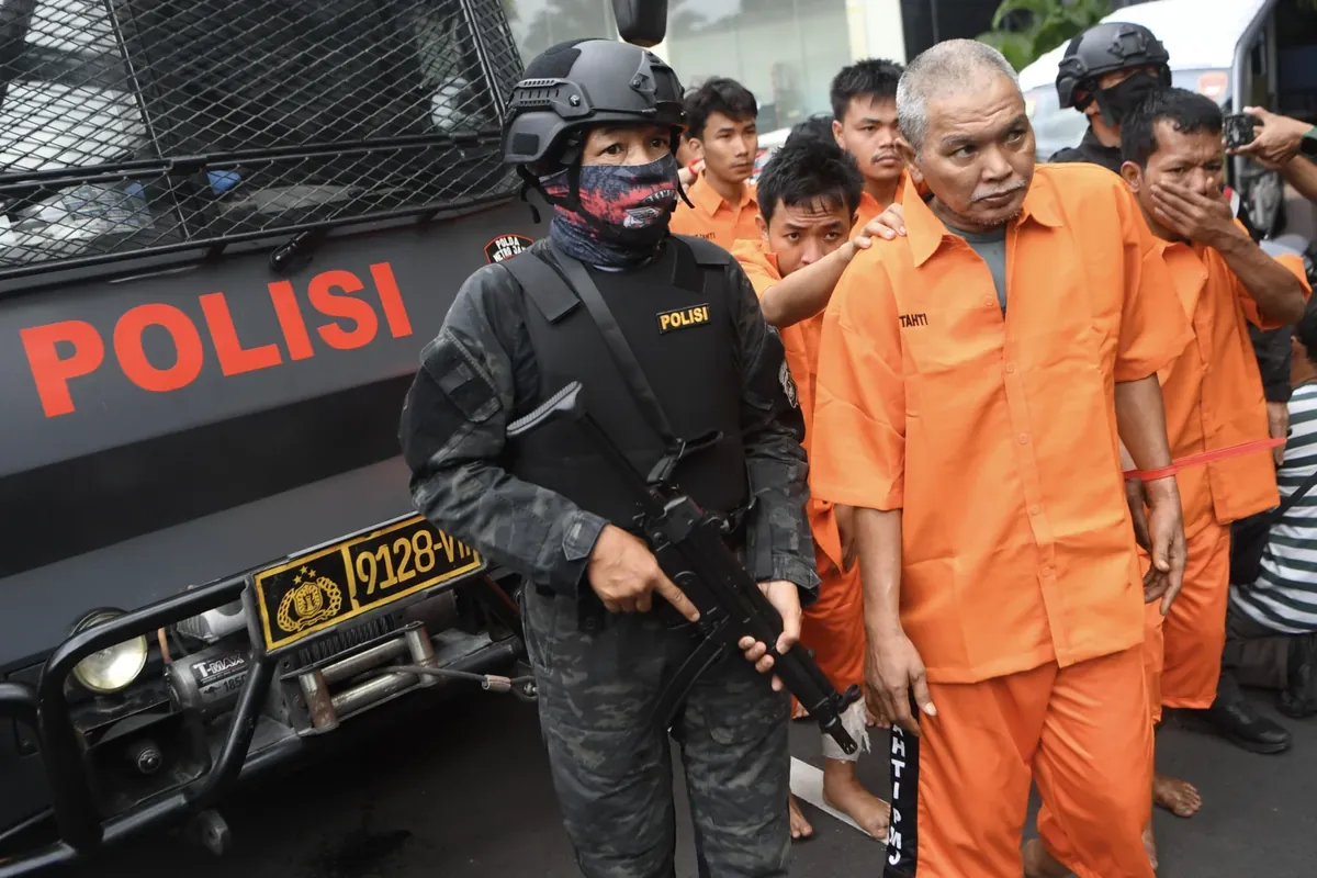 Indonesia! 2026 Pria Bunuh-Bakar Mantan Pacar di Muara Enim: Cekcok usai Diminta Belikan iPhone, Dirut Hanania Group Resmi Jadi Tersangka Diduga Tipu Ratusan Jemaah Umrah Rp12.1 Miliar, Terungkap! Tersangka Fadia Arafiq Ancam Pegawai Outsourcing agar Memilihnya saat Pilkada, Polri Tetapkan 4 Tersangka dan 2 Buronan Kasus Peredaran Narkoba di New Zone Medan, Gagal Jambret Nenek Remuk Dihajar Warga Sawahan, Mau Beli Seblak HP Bocah Dijambret, Diduga Cabuli Gadis Disabilitas Tukang Sayur di Sampang Nyaris Dimassa, Jejak Hedon Nur Terapis Spa Kuras Duit Pelanggan Rp 1.2 M, Transaksi dengan Petugas yang Menyamar Pengedar Sabu Ditangkap Polres Pelabuhan Belawan, Selama 21 Hari Pasca PTDH Kompol DK Belum Lengkapi Banding Pemecatan Terancam Final, Modus Loker Palsu Motor Remaja di Pasuruan Raib Dimaling, Modus Naik Ojek Gagal Total Maling Motor di Pajurangan Probolinggo Babak Belur Dihajar Massa, Pria Bunuh-Bakar Mantan Pacar di Muara Enim: Cekcok usai Diminta Belikan iPhone, Polda Metro Jaya Ungkap 173 Kasus Kejahatan Jalanan, Kejagung Tetapkan 4 Tersangka Baru Kasus Tambang Bauksit di Kalbar, Polisi Gadungan Tipu Kartini di Gresik Modus “Uang Keamanan” Pelaku Ditangkap, Proyek Sepi Kuli Bangunan Sikat iPhone, Bareskrim Bongkar 21.9 Kg Sabu Jaringan Malaysia di Bengkalis, Motor Dirampas Mahasiswi Asal Sidoarjo Dibacok di Tutur Pasuruan, Pembegalan Sadis di Lumajang Motor Dirampas Korban Dilempar ke Sungai, Maling Satroni Toko Sembako di Jl. Brantas Kota Probolinggo Gasak 28 Tabung LPG dan Uang Tunai, Coba Selundupkan Sabu Lewat Bandara Silangit Polres Taput Amankan Dua Warga Samarinda, Remaja 17 Tahun Tewas Dikeroyok di Ciputat 6 Pelaku Pelajar Ditangkap, Kuasa Hukum Dua Terdakwa Minta Dugaan TPPO Diungkap dalam Kasus Tewasnya Dwi Putri Apriliani, 321 WNA Tersangka Judi Online Hayam Wuruk Dipindah ke Kantor Imigrasi, Bareskrim Kejar Bohir hingga Penyewa Hayam Wuruk Tower yang Jadi Markas Judol, Indonesian court sentences 3 men for shooting death of fellow Australian in Bali, Barang Bukti Kapal Sea Dragon Dirampas Negara Sabu 1.9 Ton Dimusnahkan, Digerebek Polisi Arena Sabung Ayam di Ranuyoso Dibakar Agar Tak Digunakan Lagi, Toke Durian Asal Dairi Ditipu Oknum Kepling Teladan Timur Lurah Tutup Mata, American is freed after 11 years for Bali ‘suitcase murder’ but a US case awaits, Chicago man accused of killing girlfriend’s mother in Indonesia pleads not guilty to U.S. charges, Hukuman Penganiaya ART Dipangkas Tiga Tahun Kejari Batam Ajukan Kasasi, Terdakwa Kasus Sabu Hampir 2 Ton Sampaikan Pledoi Fandi: Saya Tersesat di Negeri Sendiri, Kasus Pembunuhan Dwi Putri Polisi Dalami Dugaan TPPO, Dituntut 7 Tahun Bui Lesbian di Mojokerto Bantah Perkosa Wanita, Jaksa Pastikan Juliet Sales BYD Tipu Belasan Juta Rupiah buat Bayar Utang, Empat Residivis Curanmor Spesialis Mesjid Ditangkap Polsek Sunggal Dua Ditembak, PT Indofood Sukses Makmur Dibobol Maling Satu Pelaku Diamankan, Polrestabes Medan – Polsek Patumbak GSN di Desa Marindal I Kecamatan Patumbak, Polsek Medan Baru Ringkus Dua Pelaku Bongkar Rumah di Jalan Sei Putih, Polsek Medan Tuntungan Ringkus Dua Pelaku Curi Besi Tower Protelindo, Polsek Medan Baru Ringkus Seorang Pelaku Curanmor di Mess TNI AL, Polsek Medan Baru Ringkus Pelaku Curanmor di Jalan Biduk, Orangtua Bayi yang Dibuang di Senduro Menyerahkan Diri ke Polisi, Investasi Bodong lewat Aplikasi MBA di Probolinggo Berakhir Ricuh Warga Geruduk Koordinator, Perdagangan Bubuk Petasan Ilegal Digerebek Polisi Satu Pelaku Ditangkap, Duh! Tabung LPG 3Kg di Teras Rumah Raib Digondol Maling, Beberapa Bulan Buron Pelaku Penjambretan Siswi SMP di Winongan Ditangkap