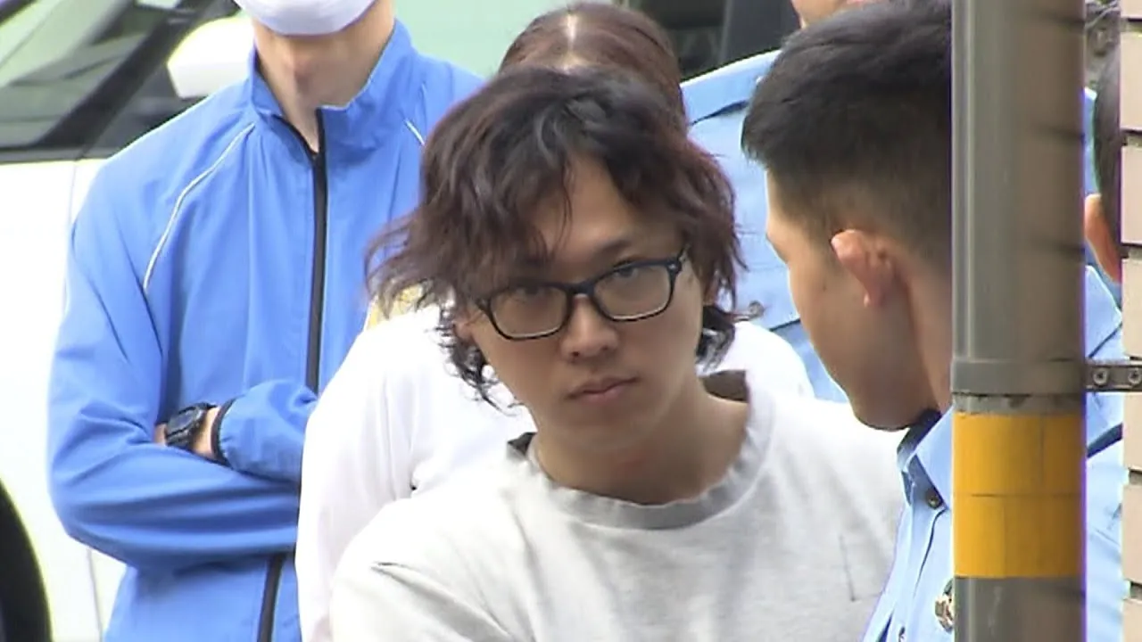 Japan! 2026.4-6 栃木強盗殺人 40代男に逮捕状 押収したスマホ解析し浮上、事件を計画か 中国へ出国、東南アジアに逃亡した可能性, 主犯格の男の暴行「止めようと思わなかった」【大学生集団暴行死】川村葉音被告（21）が証言「キレていて怖く、エスカレートするとは思わなかった」札幌地裁の裁判員裁判3日目, 「口座の現金に付いている指紋を確認する必要がある」70代女性から現金1150万円をだまし取ったか 中国籍の男（36）を逮捕 詐欺グループの指示役か, 「妻と連絡が取れない」北アルプス赤岩岳で発見の遺体は行方不明になっていた中国籍の56歳女性と判明 来日前、夫に「燕岳や槍ヶ岳に行って上高地に降りて来る」, 川崎 児童や保護者20人殺傷事件から7年 現場や学校で祈り, 巨人・阿部監督が辞任 娘への暴行容疑で現行犯逮捕・釈放 元AERA編集長「体罰ダメだが…逮捕の必要性あったか」指摘 “児相に通報”した娘には「子供が声を上げられたという意味では絶対責めてはいけない」, 【解説】「着替えたということは犯行隠蔽・証拠隠滅の気持ちはある」静岡県警・科捜研出身の犯罪心理学者が指摘 兵庫・たつの市の母娘殺害事件 指名手配の男 防犯カメラの着衣に血痕なく 着替えて逃走か, 「シンガポールで内臓売れよ」20代女性を誘拐、海外で“かけ子”やらせようとしたか 住吉会系暴力団組員の男を逮捕, 俳優の10代女性に性的暴行か カメラマンの29歳男を逮捕 自宅スタジオで撮影の休憩中に犯行 東京・品川区, 保護施設の女子高校生に性的暴行の疑い 元職員を逮捕「他の児童にも」, 栃木強盗殺人 “指示役”夫婦は別行動で逃走・潜伏図ったか 羽田空港と神奈川県内のホテルで確保, 金塊狙い凶器の警棒所持か 強盗準備の疑いで男6人逮捕 他に2人がレンタカーで逃走 東京・新宿区, 神戸児童殺傷「なぜ」問い続ける 29年で父親、加害男性に, ミニトマト盗もうとビニールハウス侵入 容疑で中国籍の男逮捕 茨城県警鉾田署, 「子どもができたら帰国させられると思っていた」生後間もない女児遺体を遺棄か インドネシア国籍の21歳女を逮捕 「特定技能制度」で去年10月に来日 埼玉・深谷市, 「交際を夫にばらされたくなければ100万円」 署名を強要で会社員を逮捕 「書面は合意の上で作った」と一部否認, 神戸連続児童殺傷事件から２９年 「子どもへの思いは変わらない」土師淳くんの父親が思い語る, 「何年たっても思い出すのは11歳の子どもの姿」神戸の児童連続殺傷事件 発生から29年, 「1度も解決できないと思ったことはない」吉川友梨さん行方不明から23年 捜査本部班長が語った思い 最後の目撃から自宅までわずか400m… メディア初取材・捜査資料に記された「徹底的な聞き込み」, 兵庫 たつの 母娘殺害事件 42歳容疑者を公開手配 娘殺害容疑, 旭川女子高生殺害事件 内田梨瑚被告「殺意はなかった」 きょう初公判で殺人の罪など否認 6月22日に判決, 「まさかこんな田舎で…」郊外で相次ぐ事件 “安全神話”に潜むリスク 治安が良いからこそ“防犯意識低く“人の目”も少なく…郊外の住宅街が狙われる理由, 高齢女性をひき逃げし死亡させたか 無免許運転の22歳男逮捕 アルコール検知し飲酒運転についても捜査 埼玉・幸手市, 都内の大学で不正受験か 中国籍の塾講師を逮捕 警視庁, 藤沢市役所職員50歳女がコンビニで万引き…追いかける店長押し倒し大暴れ バッグに味付け卵やチャプチェも 神奈川, 無許可で女性従業員に接待させたか ガールズバーとコンセプトカフェを一斉摘発 経営者ら逮捕 東京・歌舞伎町など, 吉川友梨さん行方不明から23年 警察が大阪・ミナミで情報提供呼び掛け 下校途中に何者かに連れ去られたか, 偽物の高級ブランド服を販売の疑いで男女7人逮捕 韓国から密輸か 衣服など約3000点を押収し捜査, 栃木強盗殺人 “指示役”妻・美結容疑者は事件当日もSNSに音楽に合わせた投稿 同級生「いいお母さんなんだと思っていた」, 栃木強盗殺人、“指示役”妻はダンススクールの月謝4カ月分を滞納か SNSでは「いいお母さん」 少年らは住宅侵入直後に飼い犬も殺害, 指示役とされる容疑者夫婦は「バイトリーダー的存在」警視庁元刑事が首をかしげる「犯行の稚拙さ」 栃木・強盗殺人, 栃木強盗殺人事件 “指示役”妻の美結容疑者を送検 カメラに気付き顔背ける様子も 夫婦「自分たちは関係ない」, 自転車青切符、都内は501件 40代が最多 目立つ「一時不停止」, 住宅強盗 親子3人死傷 自称16歳男子高校生逮捕 栃木 上三川町, クレカ不正利用、中国人ら６人逮捕＝３．７億円転売か―愛知県警, SNSで知り合った“有名投資家の関係者”から勧誘され…50代女性が3000万円騙し取られる アプリ上にはウソの利益が表示も=静岡県警, 中国籍の32歳男が”出禁中”にも関わらず人気リゾート施設に侵入しリネン室に”放火未遂”さらに敷地内の立ち木にも火をつけ逮捕「一切話すことを拒否します」と宣言_バス停小屋にも放火〈北海道留寿都町〉, 被害者「本当に返してほしい」 無登録で海外金融商品への出資募り870億円集める 実質的経営者ら6人逮捕, 絶滅危惧種のカメ「中国に売った」沖縄の世界遺産やんばるの森で「リュウキュウヤマガメ」など密猟容疑で男女逮捕, 別の女児にもわいせつ行為か 障害者施設元職員（46）再逮捕 スマホから4000点超の動画押収、余罪を捜査 東京・八王子市, 1歳の息子を浴槽に沈め殺害か 神奈川・鎌倉市職員の女（35）を起訴, 【公然わいせつ】商業ビルの男性用トイレの個室外で下半身露出―67歳男を現行犯逮捕「納得がいかない」と容疑を否認…目撃した男性に注意され逃げだすも追跡され現行犯逮捕＜北海道札幌市＞, 栃木・上三川町強盗殺人 自称・高校生の少年（16）を新たに逮捕 すでに逮捕の16歳少年と知人関係に…他にも複数人逃走中か, 「トー横」で知り合った女子中学生に売春させた疑いで24歳男逮捕 「パパ活して稼げばいい」などと指示 稼いだ金を得たか, 大阪・ミナミのホテルで女性殺害 女性の死因は「窒息死」と判明, 面識ない男性に山奥で「200万円だせ」強盗致傷の疑いでモンゴル人技能実習生を逮捕 旭川市, マッチングアプリで知り合った50代男性から100万円詐取か 24歳女を逮捕「借りているだけ」と否認 岡山, 「遊ぶ金欲しさにおばあちゃんから…」高齢女性を羽交い絞めにして財布を奪い取った疑い 15〜17歳の男女4人を逮捕 大阪・守口市, 「性的な欲求満たすため」発達障害のある女性にわいせつな行為か 支援団体元講師の40歳男逮捕 2人きりの授業中に犯行, 靴に空けた穴に小型カメラ…女性のスカート内を盗撮か 海上自衛隊員の37歳男を現行犯逮捕 容疑認める 横浜市, 元カレに数百通ものメッセージを送信 「相手が応えてくれないから…」 22歳無職の女を逮捕 自宅への押し掛けも 警察からの警告を無視してストーカー行為を続ける, 「妻と連絡が取れない」中国大使館を通じて夫から長野県警に連絡 中国籍の56歳女性が行方不明 北アルプス燕岳周辺で遭難か 来日前「燕岳や槍ヶ岳に行って上高地に降りて来る」 4月29日の連絡が最後, 当時3歳の次女を殺害した疑いで30歳母親を再逮捕へ 母子生活支援施設で心中装い姉妹殺害か 福岡・嘉麻市, 無許可で船の解体を請負か…72歳男を逮捕 横浜市から借りた土地で使用料払わず約70隻の船を放置 市が撤去命令, 小学校教師を逮捕「ためらい感じつつ興奮抑えられず」 女子児童の水筒の飲み口に下半身押しつけた器物損壊の疑い 東京, 「同僚の目盗み…」ATM管理責任者が1億3500万円盗んだ容疑 競馬や高級ブランド品に使い込みALSOK元社員逮捕, 父親に「殺してばらしてやるぞ」と脅迫…高校生の少年(18)を逮捕　札幌市, 自宅で妻殺害か 82歳の夫逮捕　自ら警察に通報「妻を殺した」　福島, 【速報】交際中の女子高校生（17）と男子高校生（17）が死亡　胸に刺し傷　殺人事件として捜査【岡山】, 【独自】結希さんの遺体を移動させた理由「捜索が及ぶ可能性があったため」と安達優季容疑者が説明　殺害後に4か所へ…動機解明など進める【京都男児殺害事件】, 侵入から3分で根こそぎ…相次ぎ狙われた高級ブランド店　名古屋や東京でも同様の被害　福井県警が広域窃盗事件を視野に捜査, 妹が殺された　検察は34年間、証拠を伏せた　「では、真犯人は？」, タイヤ直撃された女の子は今も意識不明…有罪判決で執行猶予中の男が182回も無免許運転「賠償金を稼ぐため」裁判所は「正当化できない」として拘禁刑1年の実刑判決…執行猶予取り消されると刑期4年に〈北海道〉, 「交換しないと火事になる」と不安あおる分電盤詐欺　工事業者装い80代女性狙った27歳男逮捕　余罪を捜査, 東京・墨田区の違法パチスロ店を摘発　店長ら3人と客7人を現行犯逮捕　10年で売り上げ7億9000万円か, 高校生だった娘に性的暴行、父親の懲役8年判決が確定　実名で被害訴えた娘「判決を受け止め事実と向き合い、心から反省してほしい」, 京都男児殺害事件　約1000人投入された捜索活動のさなか　どうやって遺体を転々と移動させたのか　捜索の消防団長　捜索立ち会った父親について「未だに『ちょっと変やった』と思わない。（演技が）上手やなと」, 部活の遠征移動中…磐越道でマイクロバスが事故　男子高校生(17)が死亡・26人がケガ　バスには北越高校の生徒, 30歳男性をトラックではね死亡させた疑いで58歳男を逮捕　防犯カメラ捜査で浮上　「人だと思わなかった」　茨城・ひたちなか市, 「土台ごと倒れているものも」北海道月形町の霊園で墓石58基が倒壊　器物損壊事件として警察が捜査, 「室内が散乱」GW中の留守狙ったか　隣接する住宅2軒で指輪など約700万円の空き巣被害　滋賀・長浜市　先月末には彦根でも住宅5軒で窃盗被害, 7歳女児誘拐か　27歳男逮捕　前日から行方不明　けがなし, 「中国に行って”かけ子”をしてくれんか」と女性を関空まで連れ去った疑いで岡山市の男ら３人逮捕【岡山】, 朝日新聞阪神支局襲撃事件から39年　2記者殺傷「忘れるわけには」, 「受け入れられてない」　川崎ストーカー殺人事件の捜査本格化から1年　岡﨑彩咲陽さんの父が悲痛な胸のうちを明かす, 元死刑囚は死亡 請求人の妹は96歳に…名張毒ぶどう酒事件でも請求続く『再審』 重い扉を閉ざす検察の“抗告”と冤罪, 【妻の遺体を焼却炉に】「子どもの頃の夢は飼育員」旭山動物園職員を死体損壊容疑で逮捕―関係者「勤務態度は非常に真面目」殺害をほのめかすも…殺人容疑での立件には高いハードルが…間接証拠の積み重ねがカギ, 事件前に娘「別れたいが別れてもらえない」と周囲に相談　殺人容疑で“元交際相手”の男（51）逮捕　大阪・和泉市母娘殺害, “ハンマー男”が取り調べ拒否　自宅から押収した30センチのハンマーに血痕か　東京・福生市, リクルーター役の23歳男ら2人新たに逮捕　住宅侵入し、夫婦に暴行加え金品奪おうとした疑い　他事件にも関与か　東京・江東区, ＧＷさなか福井で未明の高級ブランド店狙った連続窃盗事件～被害総額は約１億2000万円　いずれも窃盗グループが関与, “春のクマ”に異変　「冬眠入りが遅く・冬眠明けは早い」暖冬の影響でクマの生活リズムに“乱れ”　クマの影響で“開園できない”観光地も, 「会いに来たよ」観光船出港の斜里町で追悼式　知床沈没事故4年, 「生きてるって奇跡」　事故でPTSDに、あの日を越えた彼女の言葉, 亡き人悼み、安全誓う　JR宝塚線脱線から21年、事故現場で慰霊式, 88歳母親か 自称画家の女（62）死体遺棄容疑で逮捕 「母の面倒と絵を描くことの掛けもちに疲れてしまった」 千葉, 山林の女性遺体身元判明　同居の52歳男「妻を殺害した」主旨の説明　首と手首に切り傷　奈良・大淀町, 中国籍の男 バス停“燃やした”か　リゾートホテルでも不審火, 被告人「幼少期から殺人衝動あった」　神奈川の承諾殺人公判, 10代の7％、SNS依存疑い　全国調査、若者で割合高く, 逮捕の父親　連日の「立ち会い捜査」か　供述裏付けの狙い　京都男児遺体遺棄で新事実は, “ハンマー男”公開指名手配　高林容疑者の母親「早く110番したらよかった」「出てきてほしい」　スウェット姿で逃走, 【留寿都村バス待合所放火事件】中国籍の男を逮捕・送検―容疑者は調べに対し「黙秘」貫く…警察“近隣ホテルでの不審火”との関連も捜査〈北海道〉, アイドル“推し活”仲間でシャンパンやウイスキーを窃盗か　実行役と見張り役など男4人逮捕　ライブ後に合流し犯行, 「帰れ帰れお前ら！」8年前の六本木女性殺害で海外逃亡の男逮捕・移送　被害者母親「怒りと憎しみ抱えた7年半」, 【未解決事件】遺体の頭に包丁が　湯河原女性殺害放火事件　“両手に靴下をはめた男”と“黒ずくめの男”の行方, 「母親が亡くなったがそのままにしている」母親の死体を遺棄した疑い　６０代の女を逮捕　広島, “ゾンビたばこ”「エトミデート」密輸か 台湾出身の女（50）を逮捕 押収量は過去最多 「買い物するために来た」と容疑を否認…医薬品医療機器法違反などの疑い 警視庁, 質店兼住宅に押し入り115万円やバッグなど18点を強奪か　男3人逮捕　直前に歌舞伎町でも強盗未遂　東京・葛飾区, 教室で女子児童のスカート内を盗撮した疑い…小学校教師の男を逮捕　「教師になった17年前から盗撮」　東京, 【解説】『秘匿捜査』で父親を“泳がせた”可能性も　遺体移動の繰り返しが捜査の鍵になった　元警視庁捜査一課刑事が読み解く容疑者逮捕までの軌跡, 「つじつまが合わない話が増えた」周囲が語る“違和感”　安達優季容疑者の素顔　「おとなしく真面目」な一方で突然“切れる”ことも　【京都小学生行方不明】, 新映像と証言で読み解く“普通”の少年が堕ちた深淵　安達優季容疑者知られざる素顔と生い立ち【京都小学生行方不明】, 【解説】京都小学生遺体遺棄事件　SNS上でデマ拡散「不安が行き場失い臆測に飛びつきやすい」　「情報源は1つに頼らない」, 【解説】「場当たり的な行動」元捜査一課長が指摘　通学かばんや靴が安達容疑者の職場まで「同じルート上」に点在　捜査のプロも「遺体を移動させるという事件はなかった」, 多くの捜査員が1台の車のもとに…警察署内で安達優季容疑者の自宅から押収した車を捜査　京都・南丹市　11歳男児死体遺棄事件, 大阪市天王寺区の切りつけ　殺人未遂などの容疑で21歳逮捕, 「いきなり机を投げて…」逮捕の義父が起こした“ブチギレ事件”の真相　同級生が語る“複雑”家庭環境《京都男児遺体遺棄》, “通学かばん”と“靴”なぜ安達容疑者の行動範囲に？専門家「警察の動きで不安になると行動に移す癖」と可能性を指摘【京都小学生行方不明】, 【解説】「衝動的に首を絞めて殺してしまった」趣旨の供述も…　殺人立証には「高い壁」「物証や『秘密の暴露』などカギ」と元千葉県警捜査一課刑事　「証拠集めの“40日間の正念場”」弁護士指摘, 親族知人「距離のある家族」　逮捕の父親が結希さんを怒る姿に“違和感”も…遺体移動はいつ、どのように【京都小学生行方不明】, 「慌ててはる様子なかったんで」“行方不明の息子”の情報求めるチラシ配る「冷静さ」学生時代知る人は「いたって真面目やし優しい子」「まさかまさか」　遺体遺棄容疑で逮捕 安達優季容疑者の人物像とは, 知人が話す父親・安達優季容疑者の人物像　小学校時代“怒りで物にあたっていた様子”も【京都南丹市で小学生行方不明】, 「落ち着いていた」逮捕の37歳父親、安達結希さん（11）の情報求めビラ配り　遺体を複数回移動は捜査攪乱目的か【京都小学生行方不明】, “行方不明”3日後に『自宅を家宅捜索し車の運転席や助手席を細かく調べる』様子も　11歳安達結希さんの遺体を遺棄した疑いで父親を逮捕「急転直下の逮捕」の裏にあった警察の捜査, 【現場報告】男児の遺体を遺棄した疑いで逮捕された父親　自宅の捜索はきょう（16日）も　近所の人「結希さんは『犬に触ってもいいですか？』と優しく声をかけて撫でてくれる社交的な子。ショックだ」, 【解説】『秘匿捜査』で父親を“泳がせた”可能性も　遺体移動の繰り返しが捜査の鍵になった　元警視庁捜査一課刑事が読み解く容疑者逮捕までの軌跡, 「単独で遺棄した」死体遺棄容疑で逮捕の父親　安達結希さん殺害も認める【京都小学生行方不明】, 「私のやったことに間違いありません」安達結希さんの父親・優季容疑者(37)を逮捕　死体遺棄容疑　【京都小学生行方不明】, 【速報】遺体で見つかった安達結希さん（11）の遺体を遺棄した疑いで安達さんの父親を逮捕　京都府警, 【解説】「誰かに運ばれてきた可能性」“仰向け”で発見された遺体に不可解な点を指摘　遺体は安達結希さんと判明　京都府警の元捜査幹部と元科捜研が読み解く「死因不詳」の背景, 【まとめ】安達結希さんの自宅を“死体遺棄容疑”で捜索 　親族からも慎重に事情聴く　山林であおむけで発見　死因「不詳」で刺し傷などの大きな外傷なし, 遺体は安達結希さん(11)と判明　死亡は3月下旬頃「死因は不詳」　行方不明から3週間　「人通りのない」山林で埋められた形跡なし, 【解説】“子どもの遺体”山林で発見　佐々木成三氏「靴下が汚れているか」　離れた場所で「靴」は第三者の関与か　京都・南丹市で小学生行方不明, 【現場報告】京都・南丹市11歳男児不明　新たに靴が見つかった現場は　かばんが見つかった場所から「直線距離で5キロ以上離れた場所」, 「好みのタイプ」小田急で3日連続同じ女子高校生に痴漢容疑　徐々に犯行エスカレート　腕をつかまれ駅員に引き渡し27歳男逮捕, 「トクリュウ」関与の犯行か…東京・江東区の事務所に侵入、金品を奪おうとした疑いで男逮捕　実行役がほかに2人, 「持病があって将来を悲観した」　妻と娘を殺害か　55歳の男を殺人の疑いで逮捕　愛知・安城市, 鹿屋市殺人・死体遺棄事件　発生から４年　被害者が抵抗する間もなく殴打か, 他人のクレカ情報を利用してショッピングサイトに不正アクセスし商品盗んだ疑い 中国籍の45歳女を逮捕, 【トクサギ】～投資話でそそのかす～被害額は210万円…誘い文句は「5％程度もうかる」特殊詐欺グループの男2人逮捕”現金回収役”か―1人は直接現金受け取る〈北海道〉, 偽シャネルのピアス販売疑いで2人逮捕 フリマアプリで約800回か, 東京・広尾のブランド品買取店から“8000万円相当”の貴金属など盗み逃走 真夜中に男3人侵入、犯行の様子が防犯カメラに, 「母親を殺害した」遺体は76歳母親と判明 死因は窒息死 長野の山中に女性遺体遺棄容疑で35歳男を逮捕, 【速報】死亡の女性2人は母娘…殺人事件と断定し捜査本部設置 大阪・和泉市 首や頭などに複数の刺し傷・切り傷 死亡は8日午前4時ごろか, 公衆トイレの「フラッシュバルブ」窃盗か 無職の49歳男逮捕「80回くらいやった」, 京都 南丹 男児不明からきょうで20日目 手がかり得られず, 大阪 和泉 母娘殺害事件 現場の部屋に血のついた足跡, 就労支援したとウソの申請で給付費約3500万円だまし取った疑い 役員の男送検 別の書類偽造も発覚 札幌市, 17歳高校生も店で働き…コンセプトカフェを無許可営業か 経営者ら逮捕 少女4人が在籍 東京・歌舞伎町, 住宅に侵入し230万円相当の貴金属盗んだ疑い トルコ国籍の男2人逮捕 余罪20件か 警視庁, 「大型車の事故で車両が大破」東名阪道で大型トラック4台が絡む事故 2人がケガ 当時近くで集中工事による渋滞発生, 「枯れ草を燃やしていたら…」納屋に燃え移り火の海に 放水中に壁崩れ後ずさり 倉庫1棟全焼けが人なし 新潟, 松本美佐雄死刑囚が死亡 今年1月から癌を治療 群馬・妙義山殺人事件, 「ブレーカー交換しないと火事に」と不安あおり工事代金をだまし取った疑いで男4人逮捕 余罪約250件か, 同志社国際高校の女子生徒ら死亡の転覆事故 父親が綴る胸の内「お友達と綺麗な珊瑚礁を見る方が楽しそう」辺野古を選んだ娘「どうしてこうなってしまったのか」学校側には「現地での引率放棄をよしとした感覚には言葉を失う」, 取り調べで「反社」発言　被告が刑事裁判を要求　「黙秘権軽視」, 80代女性が約12億円被害 警察官など名乗る特殊詐欺事件か, 外国人女性らに売春場所としてレンタルルームを提供か 3人逮捕, 上野の4億円強盗事件、三つの暴力団事務所を捜索　全容解明進める, 「組織犯罪」2025年検挙の6割が14～29歳　トクリュウ型犯罪グループが台頭　暴力団構成員は過去最少　警察庁, 公園で遊んでいた中学生4人に3人組の男女が「財布あるか」現金約3万円など奪って原付で逃走 目出し帽等で全員顔隠す, 「結希くんは明るくてとてもいい子。一刻も早く見つかって」と行方不明の男子児童の親族　「祖母は半泣きで探している…」　警察は初めて通学カバンが見つかった付近の池の中を捜索　居場所につながる情報はなく, 【現場報告】南丹市・男児行方不明から2週間　6日、小学校で保護者説明会開催　当日の経緯・今後の対策が語られるか　不安広がり「外に出るのも嫌がるレベル」と保護者, 「めちゃめちゃ優しい方」同居の父親（71）刺殺か　無職の息子（42）逮捕…現場は愛媛　神奈川で発見・逮捕, 20代くらいの茶髪の女がたばこ300箱万引きか　車を急発進させ追いかけてきた女性が転倒し負傷　強盗致傷事件として捜査　浜松市, 斎場でエアコンの室外機や祭壇の仏具など盗難、火葬炉などへの影響調べるため当面は利用を休止, 宮城保育士殺害、懲役21年確定　知人の22歳男, 赤ちゃんを自宅で殺害した女を起訴　首を手で圧迫し殺害　遺体をビニール袋などに入れ自宅のクローゼットに（山形）, 「黒煙が充満」「ビルから飛び降りたホステスも」死亡者118人⋯昭和最悪の火災事故『千日デパート火災』はなぜ起きた？（昭和47年の事件）, “ポケセン”刺殺事件　元交際相手の男「まわり巻き込み死ぬしかない」ストーカー規制法違反疑いで逮捕の際, 小屋からチェーンソーなど盗んだ疑い　21歳男2人を逮捕　「群馬県で10件くらいやった」窃盗繰り返したか, 高齢男性宅の金庫強盗で「実行役」27歳～35歳の男3人逮捕　闇バイトに応募か　千葉・君津市
