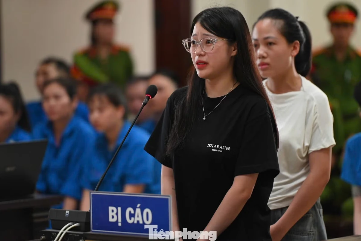 Vietnam! 2026.5 Xét xử nữ giúp việc nhiều lần bạo hành cụ bà 82 tuổi ở Hà Nội, Công an xác minh vụ nhóm người xông vào nhà dân đánh 2 người, Nghi bố ngoại tình với chủ tiệm cắt tóc 2 anh em xông vào quán đánh ghen, Bắt “nữ quái” chiếm đoạt hàng tỷ đồng thông qua hoạt động môi giới bất động sản, Vụ 6 người dùng ma túy tại Cát Bà: Vì sao ca sĩ Miu Lê không bị khởi tố, Vụ sát hại vợ cũ ở Quảng Trị: Nghi phạm đăng dòng trạng thái gây ám ảnh, Thi hành lệnh bắt tạm giam Trần Thị Kim Xuyến sinh năm 1990, Bùi Đình Khánh xin giảm nhẹ hình phạt cho bạn gái, Nguyễn Thị Diễm Thúy SN 2005 đã ra đầu thú, Đồng loạt khám xét nơi ở của Nguyễn Thị Thanh Thủy SN 1988 và nhà của anh trai mẹ ruột, Danh tính 5 người bị bắt quả tang sử dụng ma túy tại Hải Phòng cùng ca sĩ Miu Lê, Bắt kẻ nghi dùng vật giống súng cướp tiền tại cửa hàng tiện lợi ở TPHCM, Ba người phụ nữ cho vay nặng lãi thông qua các dây hụi trực tuyến ở TPHCM, Bắt khẩn cấp cặp nam nữ kề dao cướp tài sản của xe ôm công nghệ sau cuốc đặt xe lúc rạng sáng, HP22 xuyên đêm trấn áp tội phạm đường phố ngăn chặn nhiều nhóm thanh thiếu niên gây rối, Khám xét nơi ở của nữ nhân viên Lê Diệp Linh SN 1995, Bắt Dương Thị Phương Trâm SN 2003, Thủ đoạn tinh vi của đường dây đánh bạc rửa tiền xuyên quốc gia quy mô hơn 2.250 tỷ đồng, Mâu thuẫn tiền karaoke nhóm thanh niên dùng dao truy sát chủ quán nguy kịch, Văn bản dùng buộc tội cựu hiệu trưởng vụ ‘thu sai tiền dạy thêm’ bị Bộ Tư pháp kết luận trái luật, Giám đốc qua mặt ban quản lý dự án lấy tiền thi công đường để… trồng sâm nuôi tôm3, Việt kiều thuê người đâm chết con nợ ở TPHCM được giảm án, Quản lý lấy tài sản của quán bida đem bán, Khởi tố đối tượng hiếp dâm thiếu nữ 16 tuổi giữa đêm, Khởi tố 3 đối tượng trong hai vụ lừa đảo ở Quảng Ninh, Công an TPHCM bắt hàng loạt đối tượng truy nã, Nhân viên thử việc Nguyễn Thùy Vân SN 2003 ra đầu thú, Bắt Đỗ Ngọc Duyên SN 1997, Đối tượng bị truy nã về tội giết người ra đầu thú tại Tây Ninh, Vụ bé gái 4 tuổi bị bạo hành: Cha dượng dùng vòi hoa sen xịt nước vào miệng mũi nạn nhân, Công an Bắc Ninh điều tra vụ lừa đảo tại Tân Phú Phát, Đồng Tháp cảnh báo tình trạng người tâm thần gây án mạng, Trả hồ sơ để làm rõ bệnh án tâm thần của kẻ đâm tử vong Thiếu tá công an, Giám đốc công ty nội thất ở TPHCM thuê 10 người nước ngoài làm việc chui, Bắt đối tượng đặc biệt nguy hiểm có 5 tiền án thu nhiều ma tuý và súng, Công an tỉnh Quảng Trị truy tìm người đàn ông có tên Dương Việt Hùng, Công an đang tìm bị hại của Thúy Kiều, Giúp bà Hứa Thị Phấn chiếm đoạt 73 tỉ của ngân hàng ông Hứa Xường nhận 12 năm tù, Công an Đà Nẵng bắt nhóm người Trung Quốc giam giữ đồng hương cướp tài sản, Xét nghiệm chất cấm đối với nghi phạm sát hại vợ và con ở Tây Ninh, Kiểm tra đột xuất ô tô trên đường phát hiện gần 1kg ma túy, Bắt nữ tội phạm bị truy nã quốc tế đặc biệt nguy hiểm, Tạm giữ mẹ và người tình bạo hành bé 2 tuổi ở TP.HCM, Tài xế xe Grab truy đuổi khống chế kẻ cướp điện thoại của sinh viên, Khởi tố 6 đối tượng lừa bán “đồng đen” giả chiếm đoạt hơn 300 triệu đồng, CLIP: Táo tợn vào sân trộm xe rút hung khí đe doạ chủ nhà, Lệnh bắt tạm giam Nguyễn Văn Nhựt sinh năm 2002, Nhóm đối tượng vác phóng lợn mác tự chế chém nhau náo loạn quán nhậu, Hé lộ thủ đoạn lừa đảo số tiền hơn 88 tỷ đồng của nữ nhân viên ngân hàng Phùng Thị Minh Hằng, Khởi tố người phụ nữ thuê nhóm thanh niên gây thương tích người chồng tại Phú Quốc, Đôi nam nữ cướp giật nhiều vàng của chủ tiệm bị bắt, Kế hoạch bắt cóc đại gia ở TPHCM của nhóm người Trung Quốc, Vụ Nguyễn Đỗ Mỹ Anh trộm 10 tỷ đồng trang sức của mẹ bạn trai: Thông tin bất ngờ về nữ thủ phạm 19 tuổi, Thua bạc nhân viên giao hàng hoang báo bị cướp, Quyết định truy tìm Nguyễn Thị Thu Hiền SN 1979, Tên cướp ở TPHCM thấy hối hận sau khi ra tay với cô gái lúc rạng sáng, Bắt nghi phạm cắt trộm cáp điện cao tốc Vĩnh Hảo – Phan Thiết