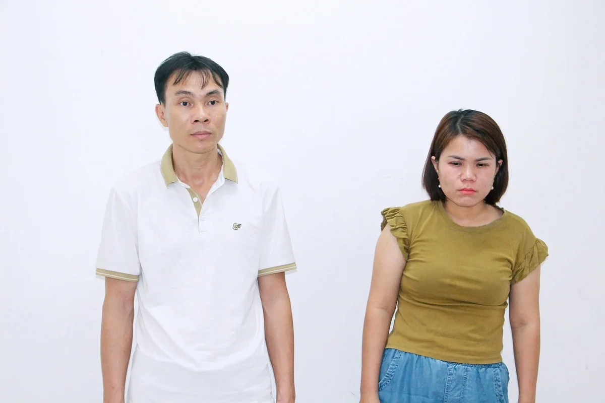 Vietnam! 2026.5 Công an TPHCM bắt hàng loạt đối tượng truy nã, Nhân viên thử việc Nguyễn Thùy Vân SN 2003 ra đầu thú, Bắt Đỗ Ngọc Duyên SN 1997, Đối tượng bị truy nã về tội giết người ra đầu thú tại Tây Ninh, Vụ bé gái 4 tuổi bị bạo hành: Cha dượng dùng vòi hoa sen xịt nước vào miệng mũi nạn nhân, Công an Bắc Ninh điều tra vụ lừa đảo tại Tân Phú Phát, Đồng Tháp cảnh báo tình trạng người tâm thần gây án mạng, Trả hồ sơ để làm rõ bệnh án tâm thần của kẻ đâm tử vong Thiếu tá công an, Giám đốc công ty nội thất ở TPHCM thuê 10 người nước ngoài làm việc chui, Bắt đối tượng đặc biệt nguy hiểm có 5 tiền án thu nhiều ma tuý và súng, Công an tỉnh Quảng Trị truy tìm người đàn ông có tên Dương Việt Hùng, Công an đang tìm bị hại của Thúy Kiều, Giúp bà Hứa Thị Phấn chiếm đoạt 73 tỉ của ngân hàng ông Hứa Xường nhận 12 năm tù, Công an Đà Nẵng bắt nhóm người Trung Quốc giam giữ đồng hương cướp tài sản, Xét nghiệm chất cấm đối với nghi phạm sát hại vợ và con ở Tây Ninh, Kiểm tra đột xuất ô tô trên đường phát hiện gần 1kg ma túy, Bắt nữ tội phạm bị truy nã quốc tế đặc biệt nguy hiểm, Tạm giữ mẹ và người tình bạo hành bé 2 tuổi ở TP.HCM, Tài xế xe Grab truy đuổi khống chế kẻ cướp điện thoại của sinh viên, Khởi tố 6 đối tượng lừa bán “đồng đen” giả chiếm đoạt hơn 300 triệu đồng, CLIP: Táo tợn vào sân trộm xe rút hung khí đe doạ chủ nhà, Lệnh bắt tạm giam Nguyễn Văn Nhựt sinh năm 2002, Nhóm đối tượng vác phóng lợn mác tự chế chém nhau náo loạn quán nhậu, Hé lộ thủ đoạn lừa đảo số tiền hơn 88 tỷ đồng của nữ nhân viên ngân hàng Phùng Thị Minh Hằng, Khởi tố người phụ nữ thuê nhóm thanh niên gây thương tích người chồng tại Phú Quốc, Đôi nam nữ cướp giật nhiều vàng của chủ tiệm bị bắt, Kế hoạch bắt cóc đại gia ở TPHCM của nhóm người Trung Quốc, Vụ Nguyễn Đỗ Mỹ Anh trộm 10 tỷ đồng trang sức của mẹ bạn trai: Thông tin bất ngờ về nữ thủ phạm 19 tuổi, Thua bạc nhân viên giao hàng hoang báo bị cướp, Quyết định truy tìm Nguyễn Thị Thu Hiền SN 1979, Tên cướp ở TPHCM thấy hối hận sau khi ra tay với cô gái lúc rạng sáng, Bắt nghi phạm cắt trộm cáp điện cao tốc Vĩnh Hảo – Phan Thiết