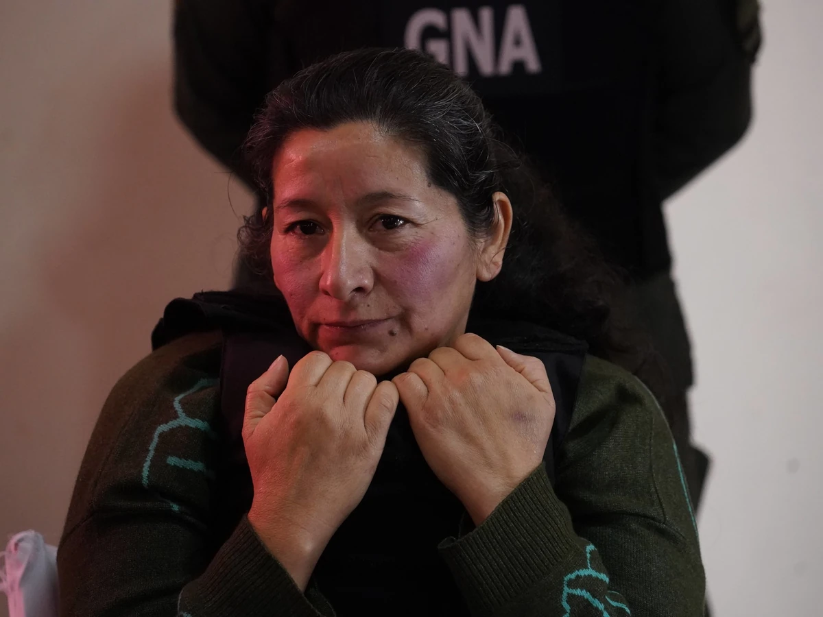 Argentina! 2026 Morena Rial fue condenada a tres años de prisión y pidió su excarcelación, Cumple una condena de 16 años por homicidio y ahora la Justicia busca unificar esa pena con otra condena previa, Los tres imputados por estafa en la causa de Branka Motors denunciaron amenazas y agresiones en el Penal de Chimbas, Investigan el presunto intento de secuestro de una adolescente en Lomas de Zamora: su resistencia la puso a salvo, “Cuadro abrumador”: la situación de los detenidos por el femicidio de Agostina Vega, Tras el fracaso del primer acuerdo el barra de San Martín buscará cerrar su situación judicial con un nuevo juicio abreviado, Los barras de San Martín acusados de balear a una mujer en el Barrio Cabot en el banquillo: buscan a tres prófugos, Laudelina Peña cara a cara con los jueces: hoy tiene que explicar qué pasó con Loan, Condenaron a casi siete años de prisión a uno de los acusados por el violento robo y atrincheramiento en el barrio Manantiales, Buenos Aires. Tragedia: detuvieron a los padres y a la abuela por la muerte de una beba de cinco meses, Se difundieron detalles más atroces de la autopsia de Agostina Vega, Qué se sabe del crimen de Agostina Vega en Córdoba y cómo sigue la investigación, Hay otro detenido por el femicidio de Agostina Vega: cuál sería la imputación, Se viralizó un video de Agostina junto a su mamá y llovieron los comentarios por un polémico detalle, 11 years after one teen’s death sparked massive Argentine protests a new case shakes the nation, Muerte en la Ruta 1: qué condena le dieron al autor del homicidio culposo, Crimen de un menor en Viedma: volvieron a programar la nueva fecha del juicio, El nuevo juicio por el femicidio de Micaela: las pruebas contra Pavón y el testimonio del condenado Wagner, Operativo. La caída de “La novia de Mervin”: desbarataron una banda narco liderada por una mujer, Horror. Buenos Aires: una madre fue asesinada tras evitar que abusaran de su hija de 8 años, Ordenaron la detención de Felipe Petinatto en una causa por estafas, Caso Ángel López: una nueva pericia aseguró que el nene de 4 años murió de neumonía, El papá de Ángel rechazó el informe médico que señaló una neumonía como la causa de muerte del nene, Habló el profesional que denunció a una mujer de Chaco por usar su matrícula para hacerse pasar por médica, De absueltos a condenados: se revirtió el fallo por el asalto a una mujer de 82 años en Chichinales, La Corte Suprema ordenó revisar la sentencia de una expolicía condenada a prisión perpetua por el homicidio de un juez, Caso Paulina Lebbos: absolvieron al principal acusado y quedó impune el crimen que sacudió al poder político de Tucumán, Llega “Pequeño J”: extraditan al acusado del triple crimen narco que conmocionó al país, La banda de los DNI falsos llegó a usurpar las identidades de cuatro víctimas con las que sacaron préstamos por $80 millones, Por la causa de la multimillonaria estafa con venta de lotes la fiscalía denunció documentos falsos y Storniolo seguirá en prisión, Luego de incumplir el primer pago del acuerdo los acusados de Branka Motors volverán a ser citados por la Justicia, Condenaron a 20 años de prisión al colorista que “fusiló” a un estilista en una peluquería de Recoleta, Caso Ángel: intervinieron al equipo técnico judicial que le dio la tenencia del nene a la madre, Caso Ángel: la Justicia confirmó que la madre y su pareja seguirán detenidos acusados de asesinato, La reacción de la madre de Ángel cuando le leyeron la acusación por la que seguirá detenida, Muerte de Maradona: comienza el segundo juicio tras la destitución de la exjueza Makintach, Balacera en Pioneros: sigue la búsqueda de un prófugo y otro involucrado va al banquillo por tener un arma de guerra, Caso Ángel: detuvieron a la madre y al padrastro del niño fallecido, Crimen en Villa Llanquín: avanza a juicio la causa por el homicidio de Diego Manuel Sixto, Crimen en pleno centro: dictan condenas por el homicidio de Lucas Araneda, Crimen en Moreno y Rolando: ocho años de prisión para el autor del homicidio y condena en suspenso para el cómplice, Condenaron a una mujer que mató a su exnovio filmó el crimen y subió el video a redes sociales, Lanzan pedido de captura internacional para supuesto autor de un homicidio, Fue rechazado el pedido de la defensa de Leopoldo Luque en el segundo juicio por Maradona, Femicidio en el Río Quequén: Perpetua para el hombre que golpeó a su esposa y la hundió viva en un auto, El Superior Tribunal confirmó la condena del policía Mauricio Gómez, Una adolescente de 15 años sufrió un disparo en la cabeza en Paraná y la Policía detuvo a dos menores, El peligroso ladrón que fue filmado intentando abusar de una empleada de una mueblería de Rosario cayó durante un robo en Córdoba, Detuvieron e imputarán en Rosario a un delincuente acusado de intento de abuso y brutal agresión en una mueblería, Los dos detenidos por el crimen en el Barrio Las Pampas pasarán un año en el Penal mientras se determina quién fue el autor del disparo mortal, Estafa al gremio. El fiscal Casas Nóblega apeló y pidió condenar a la cúpula de Luz y Fuerza Córdoba por asociación ilícita, Una pelea entre mujeres desató el crimen que terminó con la muerte de un vecino en barrio Las Pampas, El sujeto que mató a un hombre en Pocito y su cómplice serán llevados ante el juez y se agrava la imputación contra ambos, El camionero mendocino que manejaba alcoholizado y embistió una moto policial en Caucete zafó de la cárcel, Detuvieron a un hombre acusado de dispararle a su novia en el cuello: la joven murió tras días de agonía, Impactante video: el momento en el que una patota mató a golpes a un joven en Merlo, Crimen de Azul: el imputado continuará en prisión preventiva hasta el juicio