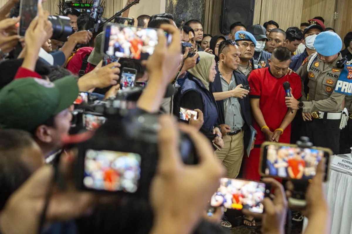 Indonesia! 2026 Pasangan Kekasih Disebat 21 Kali Selepas Video Bercium Di TikTok Tular, Peran 7 Tersangka Penyekapan Karyawan Percetakan di Jakpus Akhirnya Terbongkar, Pembunuh Tapir Langka di Lampung Ditangkap Ini Tampangnya, Amankan 2 Kurir Narkoba, Polres Tapanuli Utara Sita 112 Paket Ganja Kering, Amankan 2 Kurir Narkoba Polres Tapanuli Utara Sita 112 Paket Ganja Kering, Tiga Bulan Terabaikan Keluarga Korban Penganiayaan Lurug Polres Lumajang, Bupati Langkat Sempat Ajak Kontraktor Bertemu Tahu Tim KPK Sedang OTT, OTT Bupati Langkat KPK Sita Uang Valas Rp1.22 Miliar hingga 55 Keping Logam Platinum, Belajar dari Kasus Taufik Hidayat: Memutus Rantai Isolasi Pasangan, Kasus Perempuan Tunagrahita Dibunuh Kakak Kandung Sempat Ditutupi Keluarga, Teman Korban Tak Mau Membantu Saat Dwi Putri Dianiaya karena Takut akan Disiksa Juga, Meresahkan Nelayan Spesialis Pencuri Timah Jaring Akhirnya Dibekuk Polisi, Kejari Medan Tahan Eks Dirut PT Graha Konstruksi Sejati Atas Kasus Dugaan Penggelapan, Jukir di Medan Tembung Ditangkap Diduga Gelapkan Uang Infak Masjid untuk Bayar Utang, Penadah Delapan Motor Curian Diciduk Polsek Wonocolo, Kejagung Telusuri Dugaan Setoran Uang ke Sony Sonjaya dalam Kasus Korupsi MBG, Sinergi Ranmor Polrestabes dan Intelmob Brimob Sumsel Bongkar Kejahatan Jalanan Bersenjata, BNNP Sumut lakukan Razia THM di Kota Medan 134 Pengunjung Tes Urine, Pria Bunuh-Bakar Mantan Pacar di Muara Enim: Cekcok usai Diminta Belikan iPhone, Dirut Hanania Group Resmi Jadi Tersangka Diduga Tipu Ratusan Jemaah Umrah Rp12.1 Miliar, Terungkap! Tersangka Fadia Arafiq Ancam Pegawai Outsourcing agar Memilihnya saat Pilkada, Polri Tetapkan 4 Tersangka dan 2 Buronan Kasus Peredaran Narkoba di New Zone Medan, Gagal Jambret Nenek Remuk Dihajar Warga Sawahan, Mau Beli Seblak HP Bocah Dijambret, Diduga Cabuli Gadis Disabilitas Tukang Sayur di Sampang Nyaris Dimassa, Jejak Hedon Nur Terapis Spa Kuras Duit Pelanggan Rp 1.2 M, Transaksi dengan Petugas yang Menyamar Pengedar Sabu Ditangkap Polres Pelabuhan Belawan, Selama 21 Hari Pasca PTDH Kompol DK Belum Lengkapi Banding Pemecatan Terancam Final, Modus Loker Palsu Motor Remaja di Pasuruan Raib Dimaling, Modus Naik Ojek Gagal Total Maling Motor di Pajurangan Probolinggo Babak Belur Dihajar Massa, Pria Bunuh-Bakar Mantan Pacar di Muara Enim: Cekcok usai Diminta Belikan iPhone, Polda Metro Jaya Ungkap 173 Kasus Kejahatan Jalanan, Kejagung Tetapkan 4 Tersangka Baru Kasus Tambang Bauksit di Kalbar, Polisi Gadungan Tipu Kartini di Gresik Modus “Uang Keamanan” Pelaku Ditangkap, Proyek Sepi Kuli Bangunan Sikat iPhone, Bareskrim Bongkar 21.9 Kg Sabu Jaringan Malaysia di Bengkalis, Motor Dirampas Mahasiswi Asal Sidoarjo Dibacok di Tutur Pasuruan, Pembegalan Sadis di Lumajang Motor Dirampas Korban Dilempar ke Sungai, Maling Satroni Toko Sembako di Jl. Brantas Kota Probolinggo Gasak 28 Tabung LPG dan Uang Tunai, Coba Selundupkan Sabu Lewat Bandara Silangit Polres Taput Amankan Dua Warga Samarinda, Remaja 17 Tahun Tewas Dikeroyok di Ciputat 6 Pelaku Pelajar Ditangkap, Kuasa Hukum Dua Terdakwa Minta Dugaan TPPO Diungkap dalam Kasus Tewasnya Dwi Putri Apriliani, 321 WNA Tersangka Judi Online Hayam Wuruk Dipindah ke Kantor Imigrasi, Bareskrim Kejar Bohir hingga Penyewa Hayam Wuruk Tower yang Jadi Markas Judol, Indonesian court sentences 3 men for shooting death of fellow Australian in Bali, Barang Bukti Kapal Sea Dragon Dirampas Negara Sabu 1.9 Ton Dimusnahkan, Digerebek Polisi Arena Sabung Ayam di Ranuyoso Dibakar Agar Tak Digunakan Lagi, Toke Durian Asal Dairi Ditipu Oknum Kepling Teladan Timur Lurah Tutup Mata, American is freed after 11 years for Bali ‘suitcase murder’ but a US case awaits, Chicago man accused of killing girlfriend’s mother in Indonesia pleads not guilty to U.S. charges, Hukuman Penganiaya ART Dipangkas Tiga Tahun Kejari Batam Ajukan Kasasi, Terdakwa Kasus Sabu Hampir 2 Ton Sampaikan Pledoi Fandi: Saya Tersesat di Negeri Sendiri, Kasus Pembunuhan Dwi Putri Polisi Dalami Dugaan TPPO, Dituntut 7 Tahun Bui Lesbian di Mojokerto Bantah Perkosa Wanita, Jaksa Pastikan Juliet Sales BYD Tipu Belasan Juta Rupiah buat Bayar Utang, Empat Residivis Curanmor Spesialis Mesjid Ditangkap Polsek Sunggal Dua Ditembak, PT Indofood Sukses Makmur Dibobol Maling Satu Pelaku Diamankan, Polrestabes Medan – Polsek Patumbak GSN di Desa Marindal I Kecamatan Patumbak, Polsek Medan Baru Ringkus Dua Pelaku Bongkar Rumah di Jalan Sei Putih, Polsek Medan Tuntungan Ringkus Dua Pelaku Curi Besi Tower Protelindo, Polsek Medan Baru Ringkus Seorang Pelaku Curanmor di Mess TNI AL, Polsek Medan Baru Ringkus Pelaku Curanmor di Jalan Biduk, Orangtua Bayi yang Dibuang di Senduro Menyerahkan Diri ke Polisi, Investasi Bodong lewat Aplikasi MBA di Probolinggo Berakhir Ricuh Warga Geruduk Koordinator, Perdagangan Bubuk Petasan Ilegal Digerebek Polisi Satu Pelaku Ditangkap, Duh! Tabung LPG 3Kg di Teras Rumah Raib Digondol Maling, Beberapa Bulan Buron Pelaku Penjambretan Siswi SMP di Winongan Ditangkap