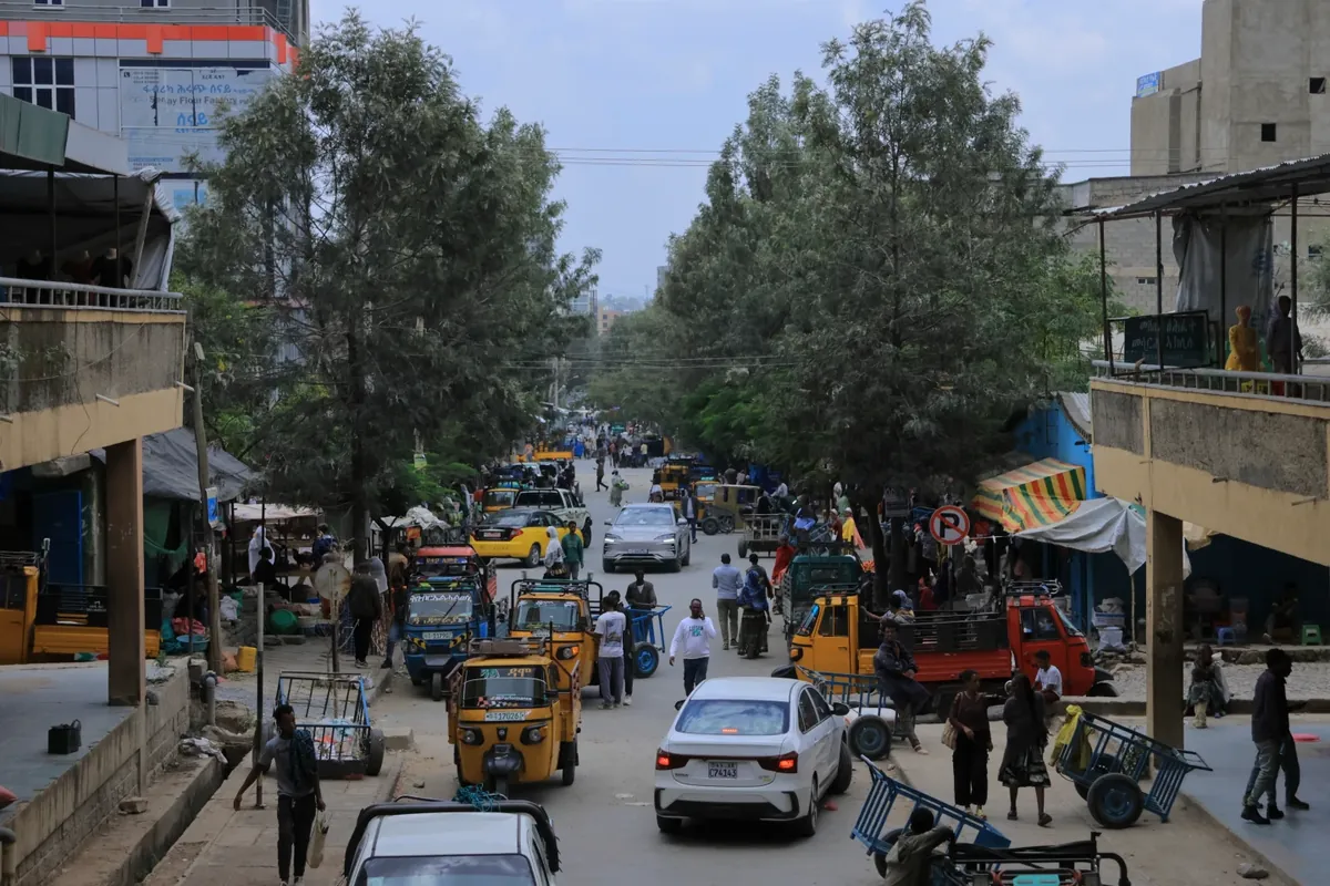 Ethiopia! Renewed fighting, Internet disrupted, Indefinite Citywide Ban on Motorcycles, Transnational Trafficking Ring, 300 Amhara Political Prisoners Released, Residents express fear, በመቐለ ዛሬ ምሽት የቦምብ ፍንዳታ መድረሱን የከተማይቱ ፖሊስ አረጋገጠ, በጋምቤላ ክልል የጸጥታ መደፍረስ “ተሳትፎ ነበራቸው” የተባሉ 62 የፖሊስ አባላት ጉዳይ በህግ እየታየ መሆኑ ተገለጸ, Ethiopia declares 3 days of mourning after landslides in the south kill 80 people, Ringleader of suspected human trafficking network arrested in Ethiopia, Whereabouts Of Those Kidnapped In Gohatsion Remains Unknown, Judge and Defendant’s Wife Killed in Courtroom After Family Property Ruling Lawyer Says, የፌደራል ፖሊስ በኮንትሮባንድ ንግድ ላይ የመንግስት ባለስልጣናት እንደማይሳተፉ “በተጨባጭ አረጋግጬያለሁ” አለ, Insecurity disrupts some voting in Ethiopia as ruling party seeks majority, በመሬት ወረራና በከባድ የሙስና ወንጀል የተጠረጠሩ 11 አመራሮችና ባለሙያዎች ላይ ክስ ተመሰረተ, Fano Forces in Gojjam Reportedly Execute Three girls over alleged spying activity, Ethiopian Gov’t Arrests Eleven Officials Over Alleged Corruption in Fertilizer Purchase, Ethiopia Arrests 112 Over “Illegal” Forex “Financial Sabotage”, Faith Under Fire: How Social Media fuels rising attacks on religions followers in Ethiopia, Ethiopian Football Federation Says It May Suspend The Woman’s League Over Allegations Of Sodomy, Ethiopian migrants face kidnappings and death leaving behind heartbroken families, Armed attack by ‘unidentified’ assailants near Addis Abeba leaves three bank employees 11 security forces dead, Man convicted in killing of prominent surgeon Dr. Andualem Dagne gets 25-year sentence, One year has passed since the assassination of Bate Urgessa, Bahir Dar high court grants extended remand investigation period in case of Dr. Daniel Fentahun