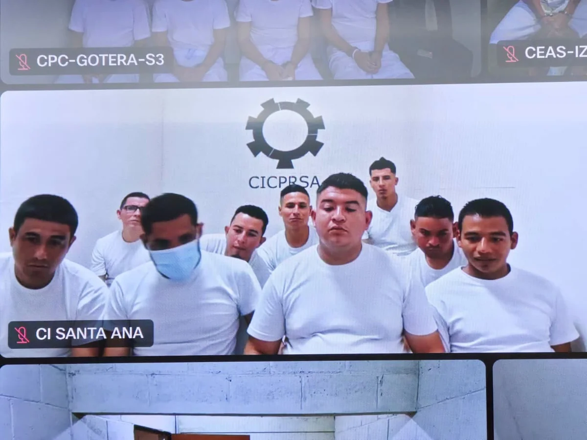 Salvador! 2026 El guatemalteco Juan Raúl Velásquez y los salvadoreños Neftalí Arnoldo Serrano Campos y Nelson Alexander López fueron condenados a 15 años de cárcel por transportar 360 kilos de cocaína, Esta madrugada la Fiscalía en coordinación con PNC ejecutó la captura de seis personas vinculadas a una estructura dedicada al contrabando de celulares de alta gama y consolas de videojuegos que provenían de Estados Unidos, In Nahulingo Sonsonate Centro we apprehended a woman and a minor who were the protagonists of a fight during a dance event, Dos salvadoreños y una nicaragüense son capturados tras ser señalados de asaltar pasajeros de autobús en Honduras, La Fiscalía logró que 97 pandilleros de la MS-13 que operaban en diferentes sectores de Cabañas sean condenados a penas de hasta 60 años de prisión por el delito de agrupaciones ilícitas, La FGR logró que pandilleros de la MS sean condenados a penas de hasta 75 años de cárcel por crímenes cometidos en La Libertad, $900 de multa para pareja que fue captada por Sívar Seguro haciendo actos inmorales: «No estaba haciendo nada», Denuncian a busero que pudo ocasionar una tragedia por manejar de manera temeraria, La FGR en coordinación con la PNC ejecutó dos allanamientos en viviendas ubicadas en La Libertad en las que se almacenaban y distribuían distintos tipos de droga, La Fiscalía y PNC ejecutaron allanamiento en Lourdes Colón La Libertad Oeste logrando la captura de Diego Emmanuel Sorto y un menor de 14 años vinculados con la comercialización de diferentes tipos de droga en la zona, Durante esta madrugada la FGR en coordinación con la PNC ejecutó un operativo para capturar a Miguel Ángel Renderos Teo acusado de crear material de abuso sexual infantil, El Salvador suma 24 días sin homicidios durante abril, La Fiscalía en coordinación con PNC ha capturado a sujetos vinculados a una red dedicada al hurto de dinero mediante la duplicación de chips telefónicos, Wendy Saraí Gómez y Víctor Geovanny Melgar fueron condenados a 43 años de prisión, A estos criminales se les acusa de cometer más de 47000 delitos ordenados directamente por ellos y ejecutados a nivel nacional entre 2012 y 2022, Priscila Mayela Abarca fue condenada a 45 años de cárcel por el homicidio agravado de su compañero de vida, Edgar Omar Revelo Álvarez seguirá detenido mientras continúa su proceso penal por haber estafado a 23 víctimas, Durante la madrugada la Fiscalía en coordinación conPNC ejecutaron operativo para capturar a 5 personas vinculadas a una estructura dedicada al hurto de dinero por medios informáticos, La Fiscalía en coordinación con PNC ejecutó un operativo para desarticular una estructura dedicada al narcomenudeo en el oriente del país, Patrullaje preventivo deja como resultado la captura de pandillero que posee antecedente criminal, Durante esta madrugada la Fiscalía General de La República de El Salvador junto a la PNC ha ejecutado un operativo en contra de varios sujetos que integran una estructura dedicada al narcotráfico, El Fiscal General Rodolfo Delgado junto al Gabinete de Gabinete de Seguridad dio a conocer sobre el lamentable hecho que ocurrió recientemente contra un miembro de la Fuerza Armada mientras cumplía con su deber de proteger a la población y defender la legalidad, Durante esta madrugada la Fiscalía en un trabajo coordinado con PNC ejecutó un operativo para desmantelar una estructura dedicada a la venta de drogas, El imputado que se encontraba prófugo en el caso de la estructura dedicada al hurto y desmantelamiento de motocicletas se entregó este día, La Fiscalía en coordinación con PNC ejecutó operativo para desarticular una estructura delincuencial dedicada a la distribución de drogas en el oriente del país, Esta tarde el Fiscal General brindó declaraciones sobre una estructura criminal dedicada al hurto de motocicletas desmantelamiento y comercialización ilegal de sus piezas, Durante la madrugada la FGR en coordinación con PNC hicieron efectiva la captura de 17 personas vinculadas en diversos delitos cometidos en el distrito de Apopa, La Fiscalía logró que Juan Lucio Guzmán Colocho sea condenado a 25 años de prisión por el delito de robo agravado, Estos dos sujetos procesados por tráfico ilícito seguirán en prisión provisional mientras continúan las investigaciones, Durante la madrugada la Fiscalía en coordinación con PNC capturaron a siete personas acusadas de desfalcar a una institución financiera de la zona oriental, La FGR ha logrado una primera condena contra Moris Alexander Bercián Manchón por movilizar ilegalmente $652085.93, Los fiscales presentaron pruebas documentales periciales y testimoniales, la Fiscalía General de la República (FGR) recibió a Quijano de parte de las autoridades de Estados Unidos de América (EUA) e inmediatamente se le notificó formalmente su condena por los delitos de agrupaciones ilícitas y fraude electoral, Efectividad policial permite la captura inmediata de sujeto que acabó con la vida de otro en San Salvador, Capturan a miembros de una misma familia por protagonizar disturbios en un balneario de San Miguel